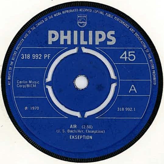 ・アーティスト Ekseption ・タイトル Air ・レーベル・型番 Philips 318992PF ・フォーマット 7インチレコード ・コンディション(盤) 非常に良い(EX) ・コンディション(ジャケット) プレインカバー（元ジャケット／カバー無し） ・コンディション(帯) オビなし ・特記事項 サンプル画像です。実際の商品の画像ではありません 商品写真はバーコード/カタログ番号に対応したサンプル画像ですので、お送りする商品の画像ではありません。帯やライナーなどの付属品は、特記事項に記載されている場合のみ含まれます。プロモやカラーレコードなどの仕様についても、該当する場合のみ特記事項に記載しています。 【ご購入前に必ずご確認ください】 ・本店サイト(www.recordcity.jp)とは価格、送料が違います ・本店サイト、その他支店のオーダーとは同梱発送できません ・注文確定後に別の注文を頂いた場合、注文同士の同梱は致しかねます。 ・別倉庫から発送しているため、店頭受け渡しは対応しておりません ・一部商品は他の通販サイトでも販売しているため、ご注文のタイミングによっては商品のご用意ができない場合がございます。 ・土日祝日はお休みです 金曜・祝前日9時以降のご連絡またはご入金は、返答または発送が週明け・祝日明けに順次対応となります。 ・ご購入後のキャンセル不可 ご購入後のキャンセルはいかなる理由においてもお受けできません。ご了承の上、ご購入くださいませ。 ・日本郵便(ゆうパック/ゆうメール)によるお届けになります。 ・中古品であることをご理解ください 当ストアでは中古商品を主に販売しております。中古品であることをご理解の上ご購入ください。また、一部商品はRecordCityオンラインストアで試聴可能です。 ・返品について お客様のご都合による返品は一切承っておりません。 表記の内容と実際の商品に相違がある場合、また針飛び等で返品・返金をご希望される場合は、商品の到着後1週間以内にご連絡ください。商品の返送をこちらで確認後、キャンセル・返金を行います。 コンディションVG以下の商品は返品できません。プレイに影響のない表面のこすれ傷、プレス起因のノイズ盤は返品の対象外です。 【コンディション表記】 ・ほぼ新品(M-)(Like New) 完全な新品。未使用。当店ではほぼ使用しません ・非常に良い(EX)(Excellent) 中古盤として美品な状態。わずかな経年を感じるものの傷みを感じさせない、当店基準で最高の状態 ・良い(VG+)(Very Good Plus) 丁寧に扱われた中古品で、軽い使用感がみられる。 ・可(VG)(Acceptable) 使い込まれた中古品で、「良い」よりもさらに使用感がみられる。 ・悪い(VG-)(Bad) 状態が悪いアイテム。使用の保障はなく、再生不可、針飛び、目立つノイズがあるかもしれない。状態によるクレーム不可。返品不可。 ・非常に悪い(G)(Very Bad) 「悪い」よりさらに状態が悪いアイテム。使用の保障はなく、再生不可、針飛び、目立つノイズがあるかもしれない。状態によるクレーム不可。返品不可。 ・ジャンク(Fair)(Junk/Fair) 割れている、反っている、水ダメージがある、カビ、ジャケットが分離している、ひどい書き込み、ひどい擦れなど最低の状態。使用の保障はなく、再生不可、針飛び、目立つノイズがあるかもしれない。状態によるクレーム不可。返品不可。 ・ジャンク(Poor)(Junk/Poor) 割れている、反っている、水ダメージがある、カビ、ジャケットが分離している、ひどい書き込み、ひどい擦れなど最低の状態。使用の保障はなく、再生不可、針飛び、目立つノイズがあるかもしれない。状態によるクレーム不可。返品不可。