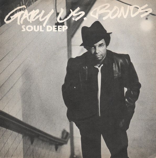 ・アーティスト Gary U.S. Bonds ・タイトル Soul Deep ・レーベル EMI America EA140 ・フォーマット 7インチレコード ・コンディション(盤) 良い (VG+) ・コンディション(ジャケット) 良い (VG+) ・コンディション(帯) オビなし ・特記事項 【盤に浅い跡】【カバー折れ/しわ】【カバーに軽い擦れ】 サンプル画像です。実際の商品の画像ではありません 商品写真はバーコード/カタログ番号に対応したサンプル画像ですので、お送りする商品の画像ではありません。帯やライナーなどの付属品は、特記事項に記載されている場合のみ含まれます。プロモやカラーレコードなどの仕様についても、該当する場合のみ特記事項に記載しています。 【ご購入前に必ずご確認ください】 ・本店サイト(www.recordcity.jp)とは価格、送料が違います ・本店サイト、その他支店のオーダーとは同梱発送できません ・別倉庫から発送しているため、店頭受け渡しは対応しておりません ・一部商品は他の通販サイトでも販売しているため、ご注文のタイミングによっては商品のご用意ができない場合がございます。 ・土日祝日はお休みです 金曜・祝前日9時以降のご連絡またはご入金は、返答または発送が週明け・祝日明けに順次対応となります。 ・ご購入後のキャンセル不可 ご購入後のキャンセルはいかなる理由においてもお受けできません。ご了承の上、ご購入くださいませ。 ・日本郵便(ゆうパック/ゆうメール)によるお届けになります。 ・中古品であることをご理解ください 当ストアではお客様よりお譲りいただいた中古商品を主に販売しております。中古品であることをご理解の上ご購入ください。また、一部商品はRecordCityオンラインストアで試聴可能です。 ・返品について お客様のご都合による返品は一切承っておりません。 表記の内容と実際の商品に相違がある場合、また針飛び等で返品・返金をご希望される場合は、商品の到着後1週間以内にご連絡ください。商品の返送をこちらで確認後、キャンセル・返金を行います。 コンディションVG以下の商品は返品できません。プレイに影響のない表面のこすれ傷、プレス起因のノイズ盤は返品の対象外です。 【コンディション表記】 ・ほぼ新品(M-)(Like New) 完全な新品。未使用。当店ではほぼ使用しません ・非常に良い(EX)(Excellent) 中古盤として美品な状態。わずかな経年を感じるものの傷みを感じさせない、当店基準で最高の状態 ・良い(VG+)(Very Good Plus) 丁寧に扱われた中古品で、軽い使用感がみられる。 ・可(VG)(Acceptable) 使い込まれた中古品で、「良い」よりもさらに使用感がみられる。 ・悪い(VG-)(Bad) 状態が悪いアイテム。使用の保障はなく、再生不可、針飛び、目立つノイズがあるかもしれない。状態によるクレーム不可。返品不可。 ・非常に悪い(G)(Very Bad) 「悪い」よりさらに状態が悪いアイテム。使用の保障はなく、再生不可、針飛び、目立つノイズがあるかもしれない。状態によるクレーム不可。返品不可。 ・ジャンク(Fair)(Junk/Fair) 割れている、反っている、水ダメージがある、カビ、ジャケットが分離している、ひどい書き込み、ひどい擦れなど最低の状態。使用の保障はなく、再生不可、針飛び、目立つノイズがあるかもしれない。状態によるクレーム不可。返品不可。 ・ジャンク(Poor)(Junk/Poor) 割れている、反っている、水ダメージがある、カビ、ジャケットが分離している、ひどい書き込み、ひどい擦れなど最低の状態。使用の保障はなく、再生不可、針飛び、目立つノイズがあるかもしれない。状態によるクレーム不可。返品不可。