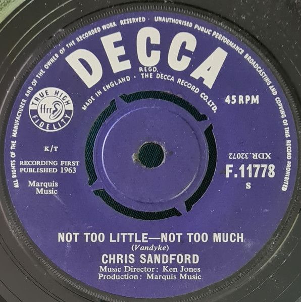 ・アーティスト Chris Sandford ・タイトル Not Too Little - Not Too Much ・レーベル・型番 Decca F11778 ・フォーマット 7インチレコード ・コンディション(盤) 良い (VG+) ・コンディション(ジャケット) プレインカバー（元ジャケット／カバー無し） ・コンディション(帯) オビなし ・特記事項 【盤に浅い跡】【Pushout Centre】 サンプル画像です。実際の商品の画像ではありません 商品写真はバーコード/カタログ番号に対応したサンプル画像ですので、お送りする商品の画像ではありません。帯やライナーなどの付属品は、特記事項に記載されている場合のみ含まれます。プロモやカラーレコードなどの仕様についても、該当する場合のみ特記事項に記載しています。 【ご購入前に必ずご確認ください】 ・本店サイト(www.recordcity.jp)とは価格、送料が違います ・本店サイト、その他支店のオーダーとは同梱発送できません ・注文確定後に別の注文を頂いた場合、注文同士の同梱は致しかねます。 ・別倉庫から発送しているため、店頭受け渡しは対応しておりません ・一部商品は他の通販サイトでも販売しているため、ご注文のタイミングによっては商品のご用意ができない場合がございます。 ・土日祝日はお休みです 金曜・祝前日9時以降のご連絡またはご入金は、返答または発送が週明け・祝日明けに順次対応となります。 ・ご購入後のキャンセル不可 ご購入後のキャンセルはいかなる理由においてもお受けできません。ご了承の上、ご購入くださいませ。 ・日本郵便(ゆうパック/ゆうメール)によるお届けになります。 ・中古品であることをご理解ください 当ストアでは中古商品を主に販売しております。中古品であることをご理解の上ご購入ください。また、一部商品はRecordCityオンラインストアで試聴可能です。 ・返品について お客様のご都合による返品は一切承っておりません。 表記の内容と実際の商品に相違がある場合、また針飛び等で返品・返金をご希望される場合は、商品の到着後1週間以内にご連絡ください。商品の返送をこちらで確認後、キャンセル・返金を行います。 コンディションVG以下の商品は返品できません。プレイに影響のない表面のこすれ傷、プレス起因のノイズ盤は返品の対象外です。 【コンディション表記】 ・ほぼ新品(M-)(Like New) 完全な新品。未使用。当店ではほぼ使用しません ・非常に良い(EX)(Excellent) 中古盤として美品な状態。わずかな経年を感じるものの傷みを感じさせない、当店基準で最高の状態 ・良い(VG+)(Very Good Plus) 丁寧に扱われた中古品で、軽い使用感がみられる。 ・可(VG)(Acceptable) 使い込まれた中古品で、「良い」よりもさらに使用感がみられる。 ・悪い(VG-)(Bad) 状態が悪いアイテム。使用の保障はなく、再生不可、針飛び、目立つノイズがあるかもしれない。状態によるクレーム不可。返品不可。 ・非常に悪い(G)(Very Bad) 「悪い」よりさらに状態が悪いアイテム。使用の保障はなく、再生不可、針飛び、目立つノイズがあるかもしれない。状態によるクレーム不可。返品不可。 ・ジャンク(Fair)(Junk/Fair) 割れている、反っている、水ダメージがある、カビ、ジャケットが分離している、ひどい書き込み、ひどい擦れなど最低の状態。使用の保障はなく、再生不可、針飛び、目立つノイズがあるかもしれない。状態によるクレーム不可。返品不可。 ・ジャンク(Poor)(Junk/Poor) 割れている、反っている、水ダメージがある、カビ、ジャケットが分離している、ひどい書き込み、ひどい擦れなど最低の状態。使用の保障はなく、再生不可、針飛び、目立つノイズがあるかもしれない。状態によるクレーム不可。返品不可。
