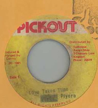 ・アーティスト Pliers ・タイトル Love Takes Time ・レーベル・型番 Pickout NONE ・フォーマット 7インチレコード ・コンディション(盤) 可 (VG) ・コンディション(ジャケット) プレインカバー（元ジャケット／カバー無し） ・コンディション(帯) オビなし ・特記事項 【盤に小さいキズ】【盤に浅い跡】【レーベルに書き込み】 サンプル画像です。実際の商品の画像ではありません 商品写真はバーコード/カタログ番号に対応したサンプル画像ですので、お送りする商品の画像ではありません。帯やライナーなどの付属品は、特記事項に記載されている場合のみ含まれます。プロモやカラーレコードなどの仕様についても、該当する場合のみ特記事項に記載しています。 【ご購入前に必ずご確認ください】 ・本店サイト(www.recordcity.jp)とは価格、送料が違います ・本店サイト、その他支店のオーダーとは同梱発送できません ・注文確定後に別の注文を頂いた場合、注文同士の同梱は致しかねます。 ・別倉庫から発送しているため、店頭受け渡しは対応しておりません ・一部商品は他の通販サイトでも販売しているため、ご注文のタイミングによっては商品のご用意ができない場合がございます。 ・土日祝日はお休みです 金曜・祝前日9時以降のご連絡またはご入金は、返答または発送が週明け・祝日明けに順次対応となります。 ・ご購入後のキャンセル不可 ご購入後のキャンセルはいかなる理由においてもお受けできません。ご了承の上、ご購入くださいませ。 ・日本郵便(ゆうパック/ゆうメール)によるお届けになります。 ・中古品であることをご理解ください 当ストアでは中古商品を主に販売しております。中古品であることをご理解の上ご購入ください。また、一部商品はRecordCityオンラインストアで試聴可能です。 ・返品について お客様のご都合による返品は一切承っておりません。 表記の内容と実際の商品に相違がある場合、また針飛び等で返品・返金をご希望される場合は、商品の到着後1週間以内にご連絡ください。商品の返送をこちらで確認後、キャンセル・返金を行います。 コンディションVG以下の商品は返品できません。プレイに影響のない表面のこすれ傷、プレス起因のノイズ盤は返品の対象外です。 【コンディション表記】 ・ほぼ新品(M-)(Like New) 完全な新品。未使用。当店ではほぼ使用しません ・非常に良い(EX)(Excellent) 中古盤として美品な状態。わずかな経年を感じるものの傷みを感じさせない、当店基準で最高の状態 ・良い(VG+)(Very Good Plus) 丁寧に扱われた中古品で、軽い使用感がみられる。 ・可(VG)(Acceptable) 使い込まれた中古品で、「良い」よりもさらに使用感がみられる。 ・悪い(VG-)(Bad) 状態が悪いアイテム。使用の保障はなく、再生不可、針飛び、目立つノイズがあるかもしれない。状態によるクレーム不可。返品不可。 ・非常に悪い(G)(Very Bad) 「悪い」よりさらに状態が悪いアイテム。使用の保障はなく、再生不可、針飛び、目立つノイズがあるかもしれない。状態によるクレーム不可。返品不可。 ・ジャンク(Fair)(Junk/Fair) 割れている、反っている、水ダメージがある、カビ、ジャケットが分離している、ひどい書き込み、ひどい擦れなど最低の状態。使用の保障はなく、再生不可、針飛び、目立つノイズがあるかもしれない。状態によるクレーム不可。返品不可。 ・ジャンク(Poor)(Junk/Poor) 割れている、反っている、水ダメージがある、カビ、ジャケットが分離している、ひどい書き込み、ひどい擦れなど最低の状態。使用の保障はなく、再生不可、針飛び、目立つノイズがあるかもしれない。状態によるクレーム不可。返品不可。