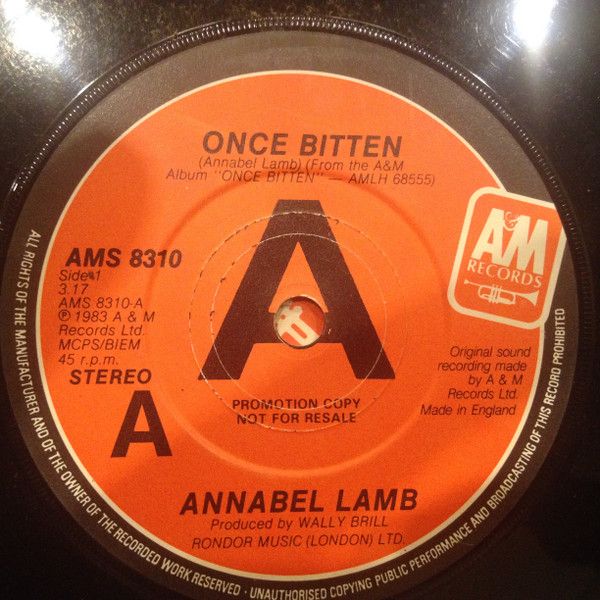 ・アーティスト Annabel Lamb ・タイトル Once Bitten ・レーベル・型番 A&M Records AMS8310 ・フォーマット 7インチレコード ・コンディション(盤) 良い (VG+) ・コンディション(ジャケット) 良い (VG+) ・コンディション(帯) オビなし ・特記事項 【カバー折れ/しわ】【company sleeve】 サンプル画像です。実際の商品の画像ではありません 商品写真はバーコード/カタログ番号に対応したサンプル画像ですので、お送りする商品の画像ではありません。帯やライナーなどの付属品は、特記事項に記載されている場合のみ含まれます。プロモやカラーレコードなどの仕様についても、該当する場合のみ特記事項に記載しています。 【ご購入前に必ずご確認ください】 ・本店サイト(www.recordcity.jp)とは価格、送料が違います ・本店サイト、その他支店のオーダーとは同梱発送できません ・注文確定後に別の注文を頂いた場合、注文同士の同梱は致しかねます。 ・別倉庫から発送しているため、店頭受け渡しは対応しておりません ・一部商品は他の通販サイトでも販売しているため、ご注文のタイミングによっては商品のご用意ができない場合がございます。 ・土日祝日はお休みです 金曜・祝前日9時以降のご連絡またはご入金は、返答または発送が週明け・祝日明けに順次対応となります。 ・ご購入後のキャンセル不可 ご購入後のキャンセルはいかなる理由においてもお受けできません。ご了承の上、ご購入くださいませ。 ・日本郵便(ゆうパック/ゆうメール)によるお届けになります。 ・中古品であることをご理解ください 当ストアでは中古商品を主に販売しております。中古品であることをご理解の上ご購入ください。また、一部商品はRecordCityオンラインストアで試聴可能です。 ・返品について お客様のご都合による返品は一切承っておりません。 表記の内容と実際の商品に相違がある場合、また針飛び等で返品・返金をご希望される場合は、商品の到着後1週間以内にご連絡ください。商品の返送をこちらで確認後、キャンセル・返金を行います。 コンディションVG以下の商品は返品できません。プレイに影響のない表面のこすれ傷、プレス起因のノイズ盤は返品の対象外です。 【コンディション表記】 ・ほぼ新品(M-)(Like New) 完全な新品。未使用。当店ではほぼ使用しません ・非常に良い(EX)(Excellent) 中古盤として美品な状態。わずかな経年を感じるものの傷みを感じさせない、当店基準で最高の状態 ・良い(VG+)(Very Good Plus) 丁寧に扱われた中古品で、軽い使用感がみられる。 ・可(VG)(Acceptable) 使い込まれた中古品で、「良い」よりもさらに使用感がみられる。 ・悪い(VG-)(Bad) 状態が悪いアイテム。使用の保障はなく、再生不可、針飛び、目立つノイズがあるかもしれない。状態によるクレーム不可。返品不可。 ・非常に悪い(G)(Very Bad) 「悪い」よりさらに状態が悪いアイテム。使用の保障はなく、再生不可、針飛び、目立つノイズがあるかもしれない。状態によるクレーム不可。返品不可。 ・ジャンク(Fair)(Junk/Fair) 割れている、反っている、水ダメージがある、カビ、ジャケットが分離している、ひどい書き込み、ひどい擦れなど最低の状態。使用の保障はなく、再生不可、針飛び、目立つノイズがあるかもしれない。状態によるクレーム不可。返品不可。 ・ジャンク(Poor)(Junk/Poor) 割れている、反っている、水ダメージがある、カビ、ジャケットが分離している、ひどい書き込み、ひどい擦れなど最低の状態。使用の保障はなく、再生不可、針飛び、目立つノイズがあるかもしれない。状態によるクレーム不可。返品不可。