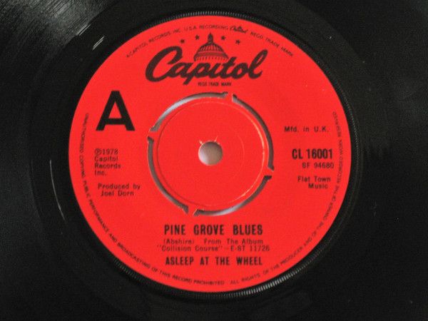 ・アーティスト Asleep At The Wheel ・タイトル Pine Grove Blues ・レーベル・型番 Capitol Records 56227 ・フォーマット 7インチレコード ・コンディション(盤) 良い (VG+) ・コンディション(ジャケット) プレインカバー（元ジャケット／カバー無し） ・コンディション(帯) オビなし ・特記事項 サンプル画像です。実際の商品の画像ではありません 商品写真はバーコード/カタログ番号に対応したサンプル画像ですので、お送りする商品の画像ではありません。帯やライナーなどの付属品は、特記事項に記載されている場合のみ含まれます。プロモやカラーレコードなどの仕様についても、該当する場合のみ特記事項に記載しています。 【ご購入前に必ずご確認ください】 ・本店サイト(www.recordcity.jp)とは価格、送料が違います ・本店サイト、その他支店のオーダーとは同梱発送できません ・注文確定後に別の注文を頂いた場合、注文同士の同梱は致しかねます。 ・別倉庫から発送しているため、店頭受け渡しは対応しておりません ・一部商品は他の通販サイトでも販売しているため、ご注文のタイミングによっては商品のご用意ができない場合がございます。 ・土日祝日はお休みです 金曜・祝前日9時以降のご連絡またはご入金は、返答または発送が週明け・祝日明けに順次対応となります。 ・ご購入後のキャンセル不可 ご購入後のキャンセルはいかなる理由においてもお受けできません。ご了承の上、ご購入くださいませ。 ・日本郵便(ゆうパック/ゆうメール)によるお届けになります。 ・中古品であることをご理解ください 当ストアでは中古商品を主に販売しております。中古品であることをご理解の上ご購入ください。また、一部商品はRecordCityオンラインストアで試聴可能です。 ・返品について お客様のご都合による返品は一切承っておりません。 表記の内容と実際の商品に相違がある場合、また針飛び等で返品・返金をご希望される場合は、商品の到着後1週間以内にご連絡ください。商品の返送をこちらで確認後、キャンセル・返金を行います。 コンディションVG以下の商品は返品できません。プレイに影響のない表面のこすれ傷、プレス起因のノイズ盤は返品の対象外です。 【コンディション表記】 ・ほぼ新品(M-)(Like New) 完全な新品。未使用。当店ではほぼ使用しません ・非常に良い(EX)(Excellent) 中古盤として美品な状態。わずかな経年を感じるものの傷みを感じさせない、当店基準で最高の状態 ・良い(VG+)(Very Good Plus) 丁寧に扱われた中古品で、軽い使用感がみられる。 ・可(VG)(Acceptable) 使い込まれた中古品で、「良い」よりもさらに使用感がみられる。 ・悪い(VG-)(Bad) 状態が悪いアイテム。使用の保障はなく、再生不可、針飛び、目立つノイズがあるかもしれない。状態によるクレーム不可。返品不可。 ・非常に悪い(G)(Very Bad) 「悪い」よりさらに状態が悪いアイテム。使用の保障はなく、再生不可、針飛び、目立つノイズがあるかもしれない。状態によるクレーム不可。返品不可。 ・ジャンク(Fair)(Junk/Fair) 割れている、反っている、水ダメージがある、カビ、ジャケットが分離している、ひどい書き込み、ひどい擦れなど最低の状態。使用の保障はなく、再生不可、針飛び、目立つノイズがあるかもしれない。状態によるクレーム不可。返品不可。 ・ジャンク(Poor)(Junk/Poor) 割れている、反っている、水ダメージがある、カビ、ジャケットが分離している、ひどい書き込み、ひどい擦れなど最低の状態。使用の保障はなく、再生不可、針飛び、目立つノイズがあるかもしれない。状態によるクレーム不可。返品不可。