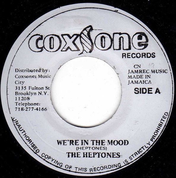 ・アーティスト The Heptones ・タイトル We're In The Mood ・レーベル・型番 Coxsone Records NONE ・フォーマット 7インチレコード ・コンディション(盤) 良い (VG+) ・コンディション(ジャケット) ・コンディション(帯) オビなし ・特記事項 【レーベルに書き込み】 サンプル画像です。実際の商品の画像ではありません 商品写真はバーコード/カタログ番号に対応したサンプル画像ですので、お送りする商品の画像ではありません。帯やライナーなどの付属品は、特記事項に記載されている場合のみ含まれます。プロモやカラーレコードなどの仕様についても、該当する場合のみ特記事項に記載しています。 【ご購入前に必ずご確認ください】 ・本店サイト(www.recordcity.jp)とは価格、送料が違います ・本店サイト、その他支店のオーダーとは同梱発送できません ・注文確定後に別の注文を頂いた場合、注文同士の同梱は致しかねます。 ・別倉庫から発送しているため、店頭受け渡しは対応しておりません ・一部商品は他の通販サイトでも販売しているため、ご注文のタイミングによっては商品のご用意ができない場合がございます。 ・土日祝日はお休みです 金曜・祝前日9時以降のご連絡またはご入金は、返答または発送が週明け・祝日明けに順次対応となります。 ・ご購入後のキャンセル不可 ご購入後のキャンセルはいかなる理由においてもお受けできません。ご了承の上、ご購入くださいませ。 ・日本郵便(ゆうパック/ゆうメール)によるお届けになります。 ・中古品であることをご理解ください 当ストアでは中古商品を主に販売しております。中古品であることをご理解の上ご購入ください。また、一部商品はRecordCityオンラインストアで試聴可能です。 ・返品について お客様のご都合による返品は一切承っておりません。 表記の内容と実際の商品に相違がある場合、また針飛び等で返品・返金をご希望される場合は、商品の到着後1週間以内にご連絡ください。商品の返送をこちらで確認後、キャンセル・返金を行います。 コンディションVG以下の商品は返品できません。プレイに影響のない表面のこすれ傷、プレス起因のノイズ盤は返品の対象外です。 【コンディション表記】 ・ほぼ新品(M-)(Like New) 完全な新品。未使用。当店ではほぼ使用しません ・非常に良い(EX)(Excellent) 中古盤として美品な状態。わずかな経年を感じるものの傷みを感じさせない、当店基準で最高の状態 ・良い(VG+)(Very Good Plus) 丁寧に扱われた中古品で、軽い使用感がみられる。 ・可(VG)(Acceptable) 使い込まれた中古品で、「良い」よりもさらに使用感がみられる。 ・悪い(VG-)(Bad) 状態が悪いアイテム。使用の保障はなく、再生不可、針飛び、目立つノイズがあるかもしれない。状態によるクレーム不可。返品不可。 ・非常に悪い(G)(Very Bad) 「悪い」よりさらに状態が悪いアイテム。使用の保障はなく、再生不可、針飛び、目立つノイズがあるかもしれない。状態によるクレーム不可。返品不可。 ・ジャンク(Fair)(Junk/Fair) 割れている、反っている、水ダメージがある、カビ、ジャケットが分離している、ひどい書き込み、ひどい擦れなど最低の状態。使用の保障はなく、再生不可、針飛び、目立つノイズがあるかもしれない。状態によるクレーム不可。返品不可。 ・ジャンク(Poor)(Junk/Poor) 割れている、反っている、水ダメージがある、カビ、ジャケットが分離している、ひどい書き込み、ひどい擦れなど最低の状態。使用の保障はなく、再生不可、針飛び、目立つノイズがあるかもしれない。状態によるクレーム不可。返品不可。