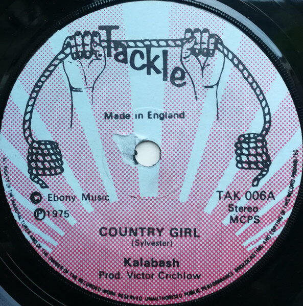 ・アーティスト Kalabash ・タイトル Country Girl ・レーベル・型番 Tackle TAK006 ・フォーマット 7インチレコード ・コンディション(盤) 良い (VG+) ・コンディション(ジャケット) ・コンディション(帯) オビなし ・特記事項 【レーベルに書き込み】 サンプル画像です。実際の商品の画像ではありません 商品写真はバーコード/カタログ番号に対応したサンプル画像ですので、お送りする商品の画像ではありません。帯やライナーなどの付属品は、特記事項に記載されている場合のみ含まれます。プロモやカラーレコードなどの仕様についても、該当する場合のみ特記事項に記載しています。 【ご購入前に必ずご確認ください】 ・本店サイト(www.recordcity.jp)とは価格、送料が違います ・本店サイト、その他支店のオーダーとは同梱発送できません ・注文確定後に別の注文を頂いた場合、注文同士の同梱は致しかねます。 ・別倉庫から発送しているため、店頭受け渡しは対応しておりません ・一部商品は他の通販サイトでも販売しているため、ご注文のタイミングによっては商品のご用意ができない場合がございます。 ・土日祝日はお休みです 金曜・祝前日9時以降のご連絡またはご入金は、返答または発送が週明け・祝日明けに順次対応となります。 ・ご購入後のキャンセル不可 ご購入後のキャンセルはいかなる理由においてもお受けできません。ご了承の上、ご購入くださいませ。 ・日本郵便(ゆうパック/ゆうメール)によるお届けになります。 ・中古品であることをご理解ください 当ストアでは中古商品を主に販売しております。中古品であることをご理解の上ご購入ください。また、一部商品はRecordCityオンラインストアで試聴可能です。 ・返品について お客様のご都合による返品は一切承っておりません。 表記の内容と実際の商品に相違がある場合、また針飛び等で返品・返金をご希望される場合は、商品の到着後1週間以内にご連絡ください。商品の返送をこちらで確認後、キャンセル・返金を行います。 コンディションVG以下の商品は返品できません。プレイに影響のない表面のこすれ傷、プレス起因のノイズ盤は返品の対象外です。 【コンディション表記】 ・ほぼ新品(M-)(Like New) 完全な新品。未使用。当店ではほぼ使用しません ・非常に良い(EX)(Excellent) 中古盤として美品な状態。わずかな経年を感じるものの傷みを感じさせない、当店基準で最高の状態 ・良い(VG+)(Very Good Plus) 丁寧に扱われた中古品で、軽い使用感がみられる。 ・可(VG)(Acceptable) 使い込まれた中古品で、「良い」よりもさらに使用感がみられる。 ・悪い(VG-)(Bad) 状態が悪いアイテム。使用の保障はなく、再生不可、針飛び、目立つノイズがあるかもしれない。状態によるクレーム不可。返品不可。 ・非常に悪い(G)(Very Bad) 「悪い」よりさらに状態が悪いアイテム。使用の保障はなく、再生不可、針飛び、目立つノイズがあるかもしれない。状態によるクレーム不可。返品不可。 ・ジャンク(Fair)(Junk/Fair) 割れている、反っている、水ダメージがある、カビ、ジャケットが分離している、ひどい書き込み、ひどい擦れなど最低の状態。使用の保障はなく、再生不可、針飛び、目立つノイズがあるかもしれない。状態によるクレーム不可。返品不可。 ・ジャンク(Poor)(Junk/Poor) 割れている、反っている、水ダメージがある、カビ、ジャケットが分離している、ひどい書き込み、ひどい擦れなど最低の状態。使用の保障はなく、再生不可、針飛び、目立つノイズがあるかもしれない。状態によるクレーム不可。返品不可。