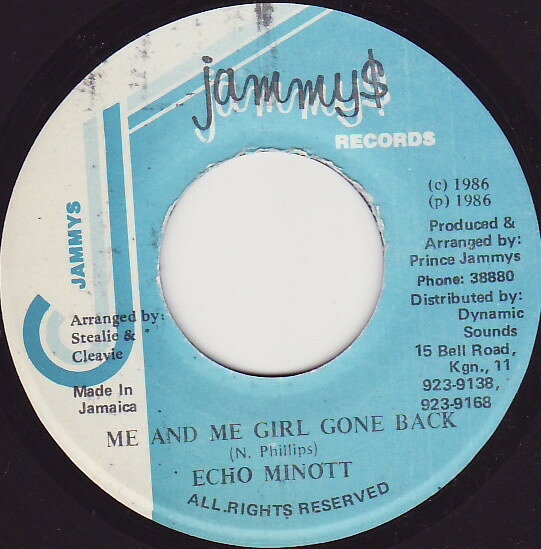 ・アーティスト Echo Minott ・タイトル Me And Me Girl Gone Back ・レーベル・型番 Jammy's Records NONE ・フォーマット 7インチレコード ・コンディション(盤) 良い (VG+) ・コンディション(ジャケット) ・コンディション(帯) オビなし ・特記事項 サンプル画像です。実際の商品の画像ではありません 商品写真はバーコード/カタログ番号に対応したサンプル画像ですので、お送りする商品の画像ではありません。帯やライナーなどの付属品は、特記事項に記載されている場合のみ含まれます。プロモやカラーレコードなどの仕様についても、該当する場合のみ特記事項に記載しています。 【ご購入前に必ずご確認ください】 ・本店サイト(www.recordcity.jp)とは価格、送料が違います ・本店サイト、その他支店のオーダーとは同梱発送できません ・注文確定後に別の注文を頂いた場合、注文同士の同梱は致しかねます。 ・別倉庫から発送しているため、店頭受け渡しは対応しておりません ・一部商品は他の通販サイトでも販売しているため、ご注文のタイミングによっては商品のご用意ができない場合がございます。 ・土日祝日はお休みです 金曜・祝前日9時以降のご連絡またはご入金は、返答または発送が週明け・祝日明けに順次対応となります。 ・ご購入後のキャンセル不可 ご購入後のキャンセルはいかなる理由においてもお受けできません。ご了承の上、ご購入くださいませ。 ・日本郵便(ゆうパック/ゆうメール)によるお届けになります。 ・中古品であることをご理解ください 当ストアでは中古商品を主に販売しております。中古品であることをご理解の上ご購入ください。また、一部商品はRecordCityオンラインストアで試聴可能です。 ・返品について お客様のご都合による返品は一切承っておりません。 表記の内容と実際の商品に相違がある場合、また針飛び等で返品・返金をご希望される場合は、商品の到着後1週間以内にご連絡ください。商品の返送をこちらで確認後、キャンセル・返金を行います。 コンディションVG以下の商品は返品できません。プレイに影響のない表面のこすれ傷、プレス起因のノイズ盤は返品の対象外です。 【コンディション表記】 ・ほぼ新品(M-)(Like New) 完全な新品。未使用。当店ではほぼ使用しません ・非常に良い(EX)(Excellent) 中古盤として美品な状態。わずかな経年を感じるものの傷みを感じさせない、当店基準で最高の状態 ・良い(VG+)(Very Good Plus) 丁寧に扱われた中古品で、軽い使用感がみられる。 ・可(VG)(Acceptable) 使い込まれた中古品で、「良い」よりもさらに使用感がみられる。 ・悪い(VG-)(Bad) 状態が悪いアイテム。使用の保障はなく、再生不可、針飛び、目立つノイズがあるかもしれない。状態によるクレーム不可。返品不可。 ・非常に悪い(G)(Very Bad) 「悪い」よりさらに状態が悪いアイテム。使用の保障はなく、再生不可、針飛び、目立つノイズがあるかもしれない。状態によるクレーム不可。返品不可。 ・ジャンク(Fair)(Junk/Fair) 割れている、反っている、水ダメージがある、カビ、ジャケットが分離している、ひどい書き込み、ひどい擦れなど最低の状態。使用の保障はなく、再生不可、針飛び、目立つノイズがあるかもしれない。状態によるクレーム不可。返品不可。 ・ジャンク(Poor)(Junk/Poor) 割れている、反っている、水ダメージがある、カビ、ジャケットが分離している、ひどい書き込み、ひどい擦れなど最低の状態。使用の保障はなく、再生不可、針飛び、目立つノイズがあるかもしれない。状態によるクレーム不可。返品不可。