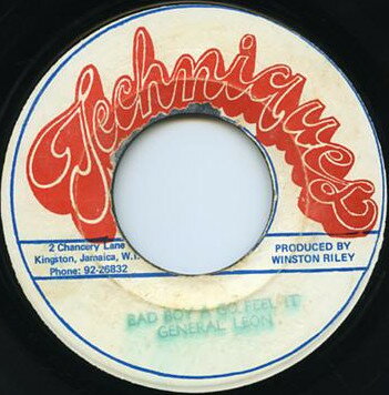 ・アーティスト General Leon ・タイトル Bad Boy A Go Feel It ・レーベル・型番 Techniques NONE ・フォーマット 7インチレコード ・コンディション(盤) 可 (VG) ・コンディション(ジャケット) プレインカバー（元ジャケット／カバー無し） ・コンディション(帯) オビなし ・特記事項 【レーベルに書き込み】 サンプル画像です。実際の商品の画像ではありません 商品写真はバーコード/カタログ番号に対応したサンプル画像ですので、お送りする商品の画像ではありません。帯やライナーなどの付属品は、特記事項に記載されている場合のみ含まれます。プロモやカラーレコードなどの仕様についても、該当する場合のみ特記事項に記載しています。 【ご購入前に必ずご確認ください】 ・本店サイト(www.recordcity.jp)とは価格、送料が違います ・本店サイト、その他支店のオーダーとは同梱発送できません ・注文確定後に別の注文を頂いた場合、注文同士の同梱は致しかねます。 ・別倉庫から発送しているため、店頭受け渡しは対応しておりません ・一部商品は他の通販サイトでも販売しているため、ご注文のタイミングによっては商品のご用意ができない場合がございます。 ・土日祝日はお休みです 金曜・祝前日9時以降のご連絡またはご入金は、返答または発送が週明け・祝日明けに順次対応となります。 ・ご購入後のキャンセル不可 ご購入後のキャンセルはいかなる理由においてもお受けできません。ご了承の上、ご購入くださいませ。 ・日本郵便(ゆうパック/ゆうメール)によるお届けになります。 ・中古品であることをご理解ください 当ストアでは中古商品を主に販売しております。中古品であることをご理解の上ご購入ください。また、一部商品はRecordCityオンラインストアで試聴可能です。 ・返品について お客様のご都合による返品は一切承っておりません。 表記の内容と実際の商品に相違がある場合、また針飛び等で返品・返金をご希望される場合は、商品の到着後1週間以内にご連絡ください。商品の返送をこちらで確認後、キャンセル・返金を行います。 コンディションVG以下の商品は返品できません。プレイに影響のない表面のこすれ傷、プレス起因のノイズ盤は返品の対象外です。 【コンディション表記】 ・ほぼ新品(M-)(Like New) 完全な新品。未使用。当店ではほぼ使用しません ・非常に良い(EX)(Excellent) 中古盤として美品な状態。わずかな経年を感じるものの傷みを感じさせない、当店基準で最高の状態 ・良い(VG+)(Very Good Plus) 丁寧に扱われた中古品で、軽い使用感がみられる。 ・可(VG)(Acceptable) 使い込まれた中古品で、「良い」よりもさらに使用感がみられる。 ・悪い(VG-)(Bad) 状態が悪いアイテム。使用の保障はなく、再生不可、針飛び、目立つノイズがあるかもしれない。状態によるクレーム不可。返品不可。 ・非常に悪い(G)(Very Bad) 「悪い」よりさらに状態が悪いアイテム。使用の保障はなく、再生不可、針飛び、目立つノイズがあるかもしれない。状態によるクレーム不可。返品不可。 ・ジャンク(Fair)(Junk/Fair) 割れている、反っている、水ダメージがある、カビ、ジャケットが分離している、ひどい書き込み、ひどい擦れなど最低の状態。使用の保障はなく、再生不可、針飛び、目立つノイズがあるかもしれない。状態によるクレーム不可。返品不可。 ・ジャンク(Poor)(Junk/Poor) 割れている、反っている、水ダメージがある、カビ、ジャケットが分離している、ひどい書き込み、ひどい擦れなど最低の状態。使用の保障はなく、再生不可、針飛び、目立つノイズがあるかもしれない。状態によるクレーム不可。返品不可。