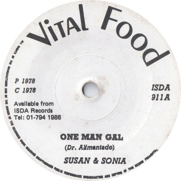 ・アーティスト Susan & Sonia ・タイトル One Man Gal ・レーベル・型番 Vital Food ISDA911 ・フォーマット 7インチレコード ・コンディション(盤) 非常に良い(EX) ・コンディション(ジャケット) ・コンディション(帯) オビなし ・特記事項 サンプル画像です。実際の商品の画像ではありません 商品写真はバーコード/カタログ番号に対応したサンプル画像ですので、お送りする商品の画像ではありません。帯やライナーなどの付属品は、特記事項に記載されている場合のみ含まれます。プロモやカラーレコードなどの仕様についても、該当する場合のみ特記事項に記載しています。 【ご購入前に必ずご確認ください】 ・本店サイト(www.recordcity.jp)とは価格、送料が違います ・本店サイト、その他支店のオーダーとは同梱発送できません ・注文確定後に別の注文を頂いた場合、注文同士の同梱は致しかねます。 ・別倉庫から発送しているため、店頭受け渡しは対応しておりません ・一部商品は他の通販サイトでも販売しているため、ご注文のタイミングによっては商品のご用意ができない場合がございます。 ・土日祝日はお休みです 金曜・祝前日9時以降のご連絡またはご入金は、返答または発送が週明け・祝日明けに順次対応となります。 ・ご購入後のキャンセル不可 ご購入後のキャンセルはいかなる理由においてもお受けできません。ご了承の上、ご購入くださいませ。 ・日本郵便(ゆうパック/ゆうメール)によるお届けになります。 ・中古品であることをご理解ください 当ストアでは中古商品を主に販売しております。中古品であることをご理解の上ご購入ください。また、一部商品はRecordCityオンラインストアで試聴可能です。 ・返品について お客様のご都合による返品は一切承っておりません。 表記の内容と実際の商品に相違がある場合、また針飛び等で返品・返金をご希望される場合は、商品の到着後1週間以内にご連絡ください。商品の返送をこちらで確認後、キャンセル・返金を行います。 コンディションVG以下の商品は返品できません。プレイに影響のない表面のこすれ傷、プレス起因のノイズ盤は返品の対象外です。 【コンディション表記】 ・ほぼ新品(M-)(Like New) 完全な新品。未使用。当店ではほぼ使用しません ・非常に良い(EX)(Excellent) 中古盤として美品な状態。わずかな経年を感じるものの傷みを感じさせない、当店基準で最高の状態 ・良い(VG+)(Very Good Plus) 丁寧に扱われた中古品で、軽い使用感がみられる。 ・可(VG)(Acceptable) 使い込まれた中古品で、「良い」よりもさらに使用感がみられる。 ・悪い(VG-)(Bad) 状態が悪いアイテム。使用の保障はなく、再生不可、針飛び、目立つノイズがあるかもしれない。状態によるクレーム不可。返品不可。 ・非常に悪い(G)(Very Bad) 「悪い」よりさらに状態が悪いアイテム。使用の保障はなく、再生不可、針飛び、目立つノイズがあるかもしれない。状態によるクレーム不可。返品不可。 ・ジャンク(Fair)(Junk/Fair) 割れている、反っている、水ダメージがある、カビ、ジャケットが分離している、ひどい書き込み、ひどい擦れなど最低の状態。使用の保障はなく、再生不可、針飛び、目立つノイズがあるかもしれない。状態によるクレーム不可。返品不可。 ・ジャンク(Poor)(Junk/Poor) 割れている、反っている、水ダメージがある、カビ、ジャケットが分離している、ひどい書き込み、ひどい擦れなど最低の状態。使用の保障はなく、再生不可、針飛び、目立つノイズがあるかもしれない。状態によるクレーム不可。返品不可。