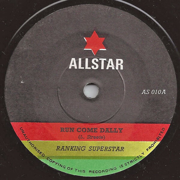 ・アーティスト Ranking Superstar ・タイトル Run Come Dally ・レーベル・型番 Allstar AS010 ・フォーマット 7インチレコード ・コンディション(盤) 非常に良い(EX) ・コンディション(ジャケット) ・コンディション(帯) オビなし ・特記事項 サンプル画像です。実際の商品の画像ではありません 商品写真はバーコード/カタログ番号に対応したサンプル画像ですので、お送りする商品の画像ではありません。帯やライナーなどの付属品は、特記事項に記載されている場合のみ含まれます。プロモやカラーレコードなどの仕様についても、該当する場合のみ特記事項に記載しています。 【ご購入前に必ずご確認ください】 ・本店サイト(www.recordcity.jp)とは価格、送料が違います ・本店サイト、その他支店のオーダーとは同梱発送できません ・注文確定後に別の注文を頂いた場合、注文同士の同梱は致しかねます。 ・別倉庫から発送しているため、店頭受け渡しは対応しておりません ・一部商品は他の通販サイトでも販売しているため、ご注文のタイミングによっては商品のご用意ができない場合がございます。 ・土日祝日はお休みです 金曜・祝前日9時以降のご連絡またはご入金は、返答または発送が週明け・祝日明けに順次対応となります。 ・ご購入後のキャンセル不可 ご購入後のキャンセルはいかなる理由においてもお受けできません。ご了承の上、ご購入くださいませ。 ・日本郵便(ゆうパック/ゆうメール)によるお届けになります。 ・中古品であることをご理解ください 当ストアでは中古商品を主に販売しております。中古品であることをご理解の上ご購入ください。また、一部商品はRecordCityオンラインストアで試聴可能です。 ・返品について お客様のご都合による返品は一切承っておりません。 表記の内容と実際の商品に相違がある場合、また針飛び等で返品・返金をご希望される場合は、商品の到着後1週間以内にご連絡ください。商品の返送をこちらで確認後、キャンセル・返金を行います。 コンディションVG以下の商品は返品できません。プレイに影響のない表面のこすれ傷、プレス起因のノイズ盤は返品の対象外です。 【コンディション表記】 ・ほぼ新品(M-)(Like New) 完全な新品。未使用。当店ではほぼ使用しません ・非常に良い(EX)(Excellent) 中古盤として美品な状態。わずかな経年を感じるものの傷みを感じさせない、当店基準で最高の状態 ・良い(VG+)(Very Good Plus) 丁寧に扱われた中古品で、軽い使用感がみられる。 ・可(VG)(Acceptable) 使い込まれた中古品で、「良い」よりもさらに使用感がみられる。 ・悪い(VG-)(Bad) 状態が悪いアイテム。使用の保障はなく、再生不可、針飛び、目立つノイズがあるかもしれない。状態によるクレーム不可。返品不可。 ・非常に悪い(G)(Very Bad) 「悪い」よりさらに状態が悪いアイテム。使用の保障はなく、再生不可、針飛び、目立つノイズがあるかもしれない。状態によるクレーム不可。返品不可。 ・ジャンク(Fair)(Junk/Fair) 割れている、反っている、水ダメージがある、カビ、ジャケットが分離している、ひどい書き込み、ひどい擦れなど最低の状態。使用の保障はなく、再生不可、針飛び、目立つノイズがあるかもしれない。状態によるクレーム不可。返品不可。 ・ジャンク(Poor)(Junk/Poor) 割れている、反っている、水ダメージがある、カビ、ジャケットが分離している、ひどい書き込み、ひどい擦れなど最低の状態。使用の保障はなく、再生不可、針飛び、目立つノイズがあるかもしれない。状態によるクレーム不可。返品不可。