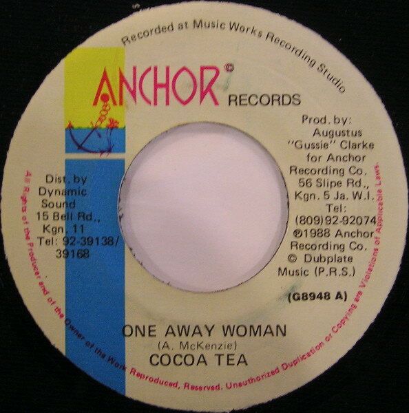 ・アーティスト Cocoa Tea ・タイトル One Away Woman ・レーベル・型番 Anchor Records G8948 ・フォーマット 7インチレコード ・コンディション(盤) 良い (VG+) ・コンディション(ジャケット) プレインカバー（元ジャケット／カバー無し） ・コンディション(帯) オビなし ・特記事項 【盤に浅い跡】【盤汚れ】 サンプル画像です。実際の商品の画像ではありません 商品写真はバーコード/カタログ番号に対応したサンプル画像ですので、お送りする商品の画像ではありません。帯やライナーなどの付属品は、特記事項に記載されている場合のみ含まれます。プロモやカラーレコードなどの仕様についても、該当する場合のみ特記事項に記載しています。 【ご購入前に必ずご確認ください】 ・本店サイト(www.recordcity.jp)とは価格、送料が違います ・本店サイト、その他支店のオーダーとは同梱発送できません ・注文確定後に別の注文を頂いた場合、注文同士の同梱は致しかねます。 ・別倉庫から発送しているため、店頭受け渡しは対応しておりません ・一部商品は他の通販サイトでも販売しているため、ご注文のタイミングによっては商品のご用意ができない場合がございます。 ・土日祝日はお休みです 金曜・祝前日9時以降のご連絡またはご入金は、返答または発送が週明け・祝日明けに順次対応となります。 ・ご購入後のキャンセル不可 ご購入後のキャンセルはいかなる理由においてもお受けできません。ご了承の上、ご購入くださいませ。 ・日本郵便(ゆうパック/ゆうメール)によるお届けになります。 ・中古品であることをご理解ください 当ストアでは中古商品を主に販売しております。中古品であることをご理解の上ご購入ください。また、一部商品はRecordCityオンラインストアで試聴可能です。 ・返品について お客様のご都合による返品は一切承っておりません。 表記の内容と実際の商品に相違がある場合、また針飛び等で返品・返金をご希望される場合は、商品の到着後1週間以内にご連絡ください。商品の返送をこちらで確認後、キャンセル・返金を行います。 コンディションVG以下の商品は返品できません。プレイに影響のない表面のこすれ傷、プレス起因のノイズ盤は返品の対象外です。 【コンディション表記】 ・ほぼ新品(M-)(Like New) 完全な新品。未使用。当店ではほぼ使用しません ・非常に良い(EX)(Excellent) 中古盤として美品な状態。わずかな経年を感じるものの傷みを感じさせない、当店基準で最高の状態 ・良い(VG+)(Very Good Plus) 丁寧に扱われた中古品で、軽い使用感がみられる。 ・可(VG)(Acceptable) 使い込まれた中古品で、「良い」よりもさらに使用感がみられる。 ・悪い(VG-)(Bad) 状態が悪いアイテム。使用の保障はなく、再生不可、針飛び、目立つノイズがあるかもしれない。状態によるクレーム不可。返品不可。 ・非常に悪い(G)(Very Bad) 「悪い」よりさらに状態が悪いアイテム。使用の保障はなく、再生不可、針飛び、目立つノイズがあるかもしれない。状態によるクレーム不可。返品不可。 ・ジャンク(Fair)(Junk/Fair) 割れている、反っている、水ダメージがある、カビ、ジャケットが分離している、ひどい書き込み、ひどい擦れなど最低の状態。使用の保障はなく、再生不可、針飛び、目立つノイズがあるかもしれない。状態によるクレーム不可。返品不可。 ・ジャンク(Poor)(Junk/Poor) 割れている、反っている、水ダメージがある、カビ、ジャケットが分離している、ひどい書き込み、ひどい擦れなど最低の状態。使用の保障はなく、再生不可、針飛び、目立つノイズがあるかもしれない。状態によるクレーム不可。返品不可。