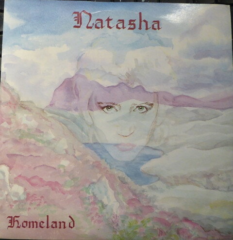 ・アーティスト Natasha England ・タイトル Homeland ・レーベル・型番 Towerbell Records TOW50 ・フォーマット 7インチレコード ・コンディション(盤) 良い (VG+) ・コンディション(ジャケット) 良い (VG+) ・コンディション(帯) オビなし ・特記事項 【カバーにキズ/ダメージ】【カバーに反り】 サンプル画像です。実際の商品の画像ではありません 商品写真はバーコード/カタログ番号に対応したサンプル画像ですので、お送りする商品の画像ではありません。帯やライナーなどの付属品は、特記事項に記載されている場合のみ含まれます。プロモやカラーレコードなどの仕様についても、該当する場合のみ特記事項に記載しています。 【ご購入前に必ずご確認ください】 ・本店サイト(www.recordcity.jp)とは価格、送料が違います ・本店サイト、その他支店のオーダーとは同梱発送できません ・注文確定後に別の注文を頂いた場合、注文同士の同梱は致しかねます。 ・別倉庫から発送しているため、店頭受け渡しは対応しておりません ・一部商品は他の通販サイトでも販売しているため、ご注文のタイミングによっては商品のご用意ができない場合がございます。 ・土日祝日はお休みです 金曜・祝前日9時以降のご連絡またはご入金は、返答または発送が週明け・祝日明けに順次対応となります。 ・ご購入後のキャンセル不可 ご購入後のキャンセルはいかなる理由においてもお受けできません。ご了承の上、ご購入くださいませ。 ・日本郵便(ゆうパック/ゆうメール)によるお届けになります。 ・中古品であることをご理解ください 当ストアでは中古商品を主に販売しております。中古品であることをご理解の上ご購入ください。また、一部商品はRecordCityオンラインストアで試聴可能です。 ・返品について お客様のご都合による返品は一切承っておりません。 表記の内容と実際の商品に相違がある場合、また針飛び等で返品・返金をご希望される場合は、商品の到着後1週間以内にご連絡ください。商品の返送をこちらで確認後、キャンセル・返金を行います。 コンディションVG以下の商品は返品できません。プレイに影響のない表面のこすれ傷、プレス起因のノイズ盤は返品の対象外です。 【コンディション表記】 ・ほぼ新品(M-)(Like New) 完全な新品。未使用。当店ではほぼ使用しません ・非常に良い(EX)(Excellent) 中古盤として美品な状態。わずかな経年を感じるものの傷みを感じさせない、当店基準で最高の状態 ・良い(VG+)(Very Good Plus) 丁寧に扱われた中古品で、軽い使用感がみられる。 ・可(VG)(Acceptable) 使い込まれた中古品で、「良い」よりもさらに使用感がみられる。 ・悪い(VG-)(Bad) 状態が悪いアイテム。使用の保障はなく、再生不可、針飛び、目立つノイズがあるかもしれない。状態によるクレーム不可。返品不可。 ・非常に悪い(G)(Very Bad) 「悪い」よりさらに状態が悪いアイテム。使用の保障はなく、再生不可、針飛び、目立つノイズがあるかもしれない。状態によるクレーム不可。返品不可。 ・ジャンク(Fair)(Junk/Fair) 割れている、反っている、水ダメージがある、カビ、ジャケットが分離している、ひどい書き込み、ひどい擦れなど最低の状態。使用の保障はなく、再生不可、針飛び、目立つノイズがあるかもしれない。状態によるクレーム不可。返品不可。 ・ジャンク(Poor)(Junk/Poor) 割れている、反っている、水ダメージがある、カビ、ジャケットが分離している、ひどい書き込み、ひどい擦れなど最低の状態。使用の保障はなく、再生不可、針飛び、目立つノイズがあるかもしれない。状態によるクレーム不可。返品不可。