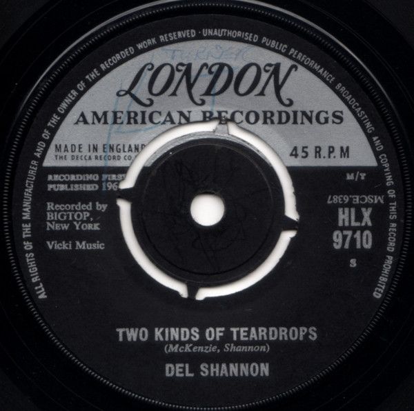 ・アーティスト Del Shannon ・タイトル Two Kinds Of Teardrops ・レーベル・型番 London Records, London American Recordings HLX9710 ・フォーマット 7インチレコード ・コンディション(盤) 良い (VG+) ・コンディション(ジャケット) プレインカバー（元ジャケット／カバー無し） ・コンディション(帯) オビなし ・特記事項 サンプル画像です。実際の商品の画像ではありません 商品写真はバーコード/カタログ番号に対応したサンプル画像ですので、お送りする商品の画像ではありません。帯やライナーなどの付属品は、特記事項に記載されている場合のみ含まれます。プロモやカラーレコードなどの仕様についても、該当する場合のみ特記事項に記載しています。 【ご購入前に必ずご確認ください】 ・本店サイト(www.recordcity.jp)とは価格、送料が違います ・本店サイト、その他支店のオーダーとは同梱発送できません ・注文確定後に別の注文を頂いた場合、注文同士の同梱は致しかねます。 ・別倉庫から発送しているため、店頭受け渡しは対応しておりません ・一部商品は他の通販サイトでも販売しているため、ご注文のタイミングによっては商品のご用意ができない場合がございます。 ・土日祝日はお休みです 金曜・祝前日9時以降のご連絡またはご入金は、返答または発送が週明け・祝日明けに順次対応となります。 ・ご購入後のキャンセル不可 ご購入後のキャンセルはいかなる理由においてもお受けできません。ご了承の上、ご購入くださいませ。 ・日本郵便(ゆうパック/ゆうメール)によるお届けになります。 ・中古品であることをご理解ください 当ストアでは中古商品を主に販売しております。中古品であることをご理解の上ご購入ください。また、一部商品はRecordCityオンラインストアで試聴可能です。 ・返品について お客様のご都合による返品は一切承っておりません。 表記の内容と実際の商品に相違がある場合、また針飛び等で返品・返金をご希望される場合は、商品の到着後1週間以内にご連絡ください。商品の返送をこちらで確認後、キャンセル・返金を行います。 コンディションVG以下の商品は返品できません。プレイに影響のない表面のこすれ傷、プレス起因のノイズ盤は返品の対象外です。 【コンディション表記】 ・ほぼ新品(M-)(Like New) 完全な新品。未使用。当店ではほぼ使用しません ・非常に良い(EX)(Excellent) 中古盤として美品な状態。わずかな経年を感じるものの傷みを感じさせない、当店基準で最高の状態 ・良い(VG+)(Very Good Plus) 丁寧に扱われた中古品で、軽い使用感がみられる。 ・可(VG)(Acceptable) 使い込まれた中古品で、「良い」よりもさらに使用感がみられる。 ・悪い(VG-)(Bad) 状態が悪いアイテム。使用の保障はなく、再生不可、針飛び、目立つノイズがあるかもしれない。状態によるクレーム不可。返品不可。 ・非常に悪い(G)(Very Bad) 「悪い」よりさらに状態が悪いアイテム。使用の保障はなく、再生不可、針飛び、目立つノイズがあるかもしれない。状態によるクレーム不可。返品不可。 ・ジャンク(Fair)(Junk/Fair) 割れている、反っている、水ダメージがある、カビ、ジャケットが分離している、ひどい書き込み、ひどい擦れなど最低の状態。使用の保障はなく、再生不可、針飛び、目立つノイズがあるかもしれない。状態によるクレーム不可。返品不可。 ・ジャンク(Poor)(Junk/Poor) 割れている、反っている、水ダメージがある、カビ、ジャケットが分離している、ひどい書き込み、ひどい擦れなど最低の状態。使用の保障はなく、再生不可、針飛び、目立つノイズがあるかもしれない。状態によるクレーム不可。返品不可。