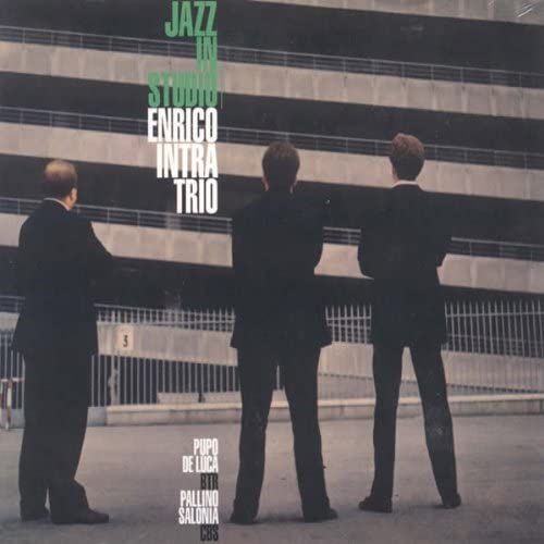 ・アーティスト Enrico Intra Trio ・タイトル Jazz in Studio ・レーベル・型番 ・フォーマット CD ・コンディション(盤) 良い (VG+) ・コンディション(ジャケット) ・コンディション(帯) オビなし ・特記事項 【デジパック】【盤汚れ】 サンプル画像です。実際の商品の画像ではありません 商品写真はバーコード/カタログ番号に対応したサンプル画像ですので、お送りする商品の画像ではありません。帯やライナーなどの付属品は、特記事項に記載されている場合のみ含まれます。プロモやカラーレコードなどの仕様についても、該当する場合のみ特記事項に記載しています。 【ご購入前に必ずご確認ください】 ・本店サイト(www.recordcity.jp)とは価格、送料が違います ・本店サイト、その他支店のオーダーとは同梱発送できません ・注文確定後に別の注文を頂いた場合、注文同士の同梱は致しかねます。 ・別倉庫から発送しているため、店頭受け渡しは対応しておりません ・一部商品は他の通販サイトでも販売しているため、ご注文のタイミングによっては商品のご用意ができない場合がございます。 ・土日祝日はお休みです 金曜・祝前日9時以降のご連絡またはご入金は、返答または発送が週明け・祝日明けに順次対応となります。 ・ご購入後のキャンセル不可 ご購入後のキャンセルはいかなる理由においてもお受けできません。ご了承の上、ご購入くださいませ。 ・日本郵便(ゆうパック/ゆうメール)によるお届けになります。 ・中古品であることをご理解ください 当ストアでは中古商品を主に販売しております。中古品であることをご理解の上ご購入ください。また、一部商品はRecordCityオンラインストアで試聴可能です。 ・返品について お客様のご都合による返品は一切承っておりません。 表記の内容と実際の商品に相違がある場合、また針飛び等で返品・返金をご希望される場合は、商品の到着後1週間以内にご連絡ください。商品の返送をこちらで確認後、キャンセル・返金を行います。 コンディションVG以下の商品は返品できません。プレイに影響のない表面のこすれ傷、プレス起因のノイズ盤は返品の対象外です。 【コンディション表記】 ・ほぼ新品(M-)(Like New) 完全な新品。未使用。当店ではほぼ使用しません ・非常に良い(EX)(Excellent) 中古盤として美品な状態。わずかな経年を感じるものの傷みを感じさせない、当店基準で最高の状態 ・良い(VG+)(Very Good Plus) 丁寧に扱われた中古品で、軽い使用感がみられる。 ・可(VG)(Acceptable) 使い込まれた中古品で、「良い」よりもさらに使用感がみられる。 ・悪い(VG-)(Bad) 状態が悪いアイテム。使用の保障はなく、再生不可、針飛び、目立つノイズがあるかもしれない。状態によるクレーム不可。返品不可。 ・非常に悪い(G)(Very Bad) 「悪い」よりさらに状態が悪いアイテム。使用の保障はなく、再生不可、針飛び、目立つノイズがあるかもしれない。状態によるクレーム不可。返品不可。 ・ジャンク(Fair)(Junk/Fair) 割れている、反っている、水ダメージがある、カビ、ジャケットが分離している、ひどい書き込み、ひどい擦れなど最低の状態。使用の保障はなく、再生不可、針飛び、目立つノイズがあるかもしれない。状態によるクレーム不可。返品不可。 ・ジャンク(Poor)(Junk/Poor) 割れている、反っている、水ダメージがある、カビ、ジャケットが分離している、ひどい書き込み、ひどい擦れなど最低の状態。使用の保障はなく、再生不可、針飛び、目立つノイズがあるかもしれない。状態によるクレーム不可。返品不可。