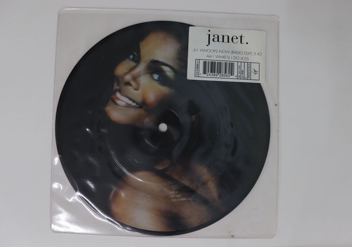 ・アーティスト Janet Jackson ・タイトル Whoops Now / What'll I Do ・レーベル・型番 VIRGIN VSY1533 ・フォーマット 7インチレコード ・コンディション(盤) 良い (VG+) ・コンディション(ジャケット) 良い (VG+) ・コンディション(帯) オビなし ・特記事項 【ピクチャーディスク】 実際に発送される商品の画像です 【ご購入前に必ずご確認ください】 ・本店サイト(www.recordcity.jp)とは価格、送料が違います ・本店サイト、その他支店のオーダーとは同梱発送できません ・注文確定後に別の注文を頂いた場合、注文同士の同梱は致しかねます。 ・別倉庫から発送しているため、店頭受け渡しは対応しておりません ・一部商品は他の通販サイトでも販売しているため、ご注文のタイミングによっては商品のご用意ができない場合がございます。 ・土日祝日はお休みです 金曜・祝前日9時以降のご連絡またはご入金は、返答または発送が週明け・祝日明けに順次対応となります。 ・ご購入後のキャンセル不可 ご購入後のキャンセルはいかなる理由においてもお受けできません。ご了承の上、ご購入くださいませ。 ・日本郵便(ゆうパック/ゆうメール)によるお届けになります。 ・中古品であることをご理解ください 当ストアでは中古商品を主に販売しております。中古品であることをご理解の上ご購入ください。また、一部商品はRecordCityオンラインストアで試聴可能です。 ・返品について お客様のご都合による返品は一切承っておりません。 表記の内容と実際の商品に相違がある場合、また針飛び等で返品・返金をご希望される場合は、商品の到着後1週間以内にご連絡ください。商品の返送をこちらで確認後、キャンセル・返金を行います。 コンディションVG以下の商品は返品できません。プレイに影響のない表面のこすれ傷、プレス起因のノイズ盤は返品の対象外です。 【コンディション表記】 ・ほぼ新品(M-)(Like New) 完全な新品。未使用。当店ではほぼ使用しません ・非常に良い(EX)(Excellent) 中古盤として美品な状態。わずかな経年を感じるものの傷みを感じさせない、当店基準で最高の状態 ・良い(VG+)(Very Good Plus) 丁寧に扱われた中古品で、軽い使用感がみられる。 ・可(VG)(Acceptable) 使い込まれた中古品で、「良い」よりもさらに使用感がみられる。 ・悪い(VG-)(Bad) 状態が悪いアイテム。使用の保障はなく、再生不可、針飛び、目立つノイズがあるかもしれない。状態によるクレーム不可。返品不可。 ・非常に悪い(G)(Very Bad) 「悪い」よりさらに状態が悪いアイテム。使用の保障はなく、再生不可、針飛び、目立つノイズがあるかもしれない。状態によるクレーム不可。返品不可。 ・ジャンク(Fair)(Junk/Fair) 割れている、反っている、水ダメージがある、カビ、ジャケットが分離している、ひどい書き込み、ひどい擦れなど最低の状態。使用の保障はなく、再生不可、針飛び、目立つノイズがあるかもしれない。状態によるクレーム不可。返品不可。 ・ジャンク(Poor)(Junk/Poor) 割れている、反っている、水ダメージがある、カビ、ジャケットが分離している、ひどい書き込み、ひどい擦れなど最低の状態。使用の保障はなく、再生不可、針飛び、目立つノイズがあるかもしれない。状態によるクレーム不可。返品不可。