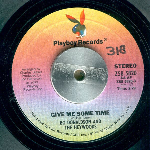 ・アーティスト Bo Donaldson & The Heywoods ・タイトル Give Me Some Time ・レーベル・型番 Playboy Records ZS85820 ・フォーマット 7インチレコード ・コンディション(盤) 良い (VG+) ・コンディション(ジャケット) プレインカバー（元ジャケット／カバー無し） ・コンディション(帯) オビなし ・特記事項 サンプル画像です。実際の商品の画像ではありません 商品写真はバーコード/カタログ番号に対応したサンプル画像ですので、お送りする商品の画像ではありません。帯やライナーなどの付属品は、特記事項に記載されている場合のみ含まれます。プロモやカラーレコードなどの仕様についても、該当する場合のみ特記事項に記載しています。 【ご購入前に必ずご確認ください】 ・本店サイト(www.recordcity.jp)とは価格、送料が違います ・本店サイト、その他支店のオーダーとは同梱発送できません ・注文確定後に別の注文を頂いた場合、注文同士の同梱は致しかねます。 ・別倉庫から発送しているため、店頭受け渡しは対応しておりません ・一部商品は他の通販サイトでも販売しているため、ご注文のタイミングによっては商品のご用意ができない場合がございます。 ・土日祝日はお休みです 金曜・祝前日9時以降のご連絡またはご入金は、返答または発送が週明け・祝日明けに順次対応となります。 ・ご購入後のキャンセル不可 ご購入後のキャンセルはいかなる理由においてもお受けできません。ご了承の上、ご購入くださいませ。 ・日本郵便(ゆうパック/ゆうメール)によるお届けになります。 ・中古品であることをご理解ください 当ストアでは中古商品を主に販売しております。中古品であることをご理解の上ご購入ください。また、一部商品はRecordCityオンラインストアで試聴可能です。 ・返品について お客様のご都合による返品は一切承っておりません。 表記の内容と実際の商品に相違がある場合、また針飛び等で返品・返金をご希望される場合は、商品の到着後1週間以内にご連絡ください。商品の返送をこちらで確認後、キャンセル・返金を行います。 コンディションVG以下の商品は返品できません。プレイに影響のない表面のこすれ傷、プレス起因のノイズ盤は返品の対象外です。 【コンディション表記】 ・ほぼ新品(M-)(Like New) 完全な新品。未使用。当店ではほぼ使用しません ・非常に良い(EX)(Excellent) 中古盤として美品な状態。わずかな経年を感じるものの傷みを感じさせない、当店基準で最高の状態 ・良い(VG+)(Very Good Plus) 丁寧に扱われた中古品で、軽い使用感がみられる。 ・可(VG)(Acceptable) 使い込まれた中古品で、「良い」よりもさらに使用感がみられる。 ・悪い(VG-)(Bad) 状態が悪いアイテム。使用の保障はなく、再生不可、針飛び、目立つノイズがあるかもしれない。状態によるクレーム不可。返品不可。 ・非常に悪い(G)(Very Bad) 「悪い」よりさらに状態が悪いアイテム。使用の保障はなく、再生不可、針飛び、目立つノイズがあるかもしれない。状態によるクレーム不可。返品不可。 ・ジャンク(Fair)(Junk/Fair) 割れている、反っている、水ダメージがある、カビ、ジャケットが分離している、ひどい書き込み、ひどい擦れなど最低の状態。使用の保障はなく、再生不可、針飛び、目立つノイズがあるかもしれない。状態によるクレーム不可。返品不可。 ・ジャンク(Poor)(Junk/Poor) 割れている、反っている、水ダメージがある、カビ、ジャケットが分離している、ひどい書き込み、ひどい擦れなど最低の状態。使用の保障はなく、再生不可、針飛び、目立つノイズがあるかもしれない。状態によるクレーム不可。返品不可。