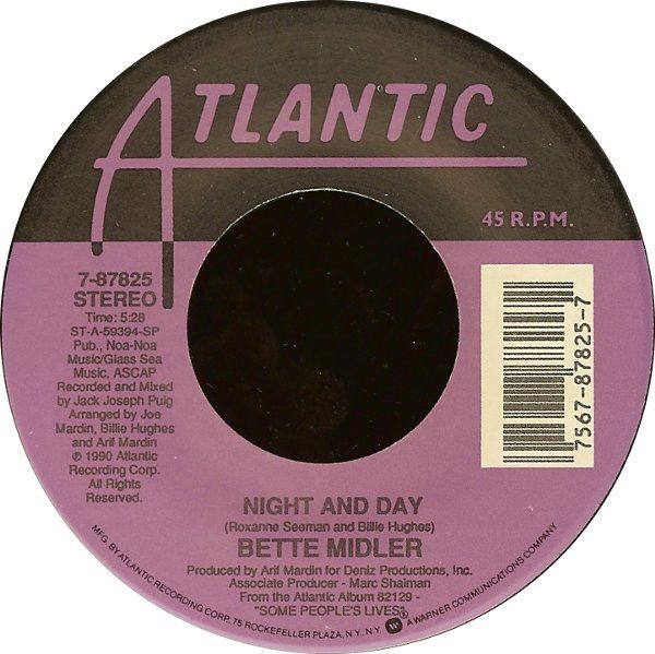 ・アーティスト Bette Midler ・タイトル Night And Day ・レーベル・型番 Atlantic 787825 ・フォーマット 7インチレコード ・コンディション(盤) 良い (VG+) ・コンディション(ジャケット) プレインカバー（元ジャケット／カバー無し） ・コンディション(帯) オビなし ・特記事項 サンプル画像です。実際の商品の画像ではありません 商品写真はバーコード/カタログ番号に対応したサンプル画像ですので、お送りする商品の画像ではありません。帯やライナーなどの付属品は、特記事項に記載されている場合のみ含まれます。プロモやカラーレコードなどの仕様についても、該当する場合のみ特記事項に記載しています。 【ご購入前に必ずご確認ください】 ・本店サイト(www.recordcity.jp)とは価格、送料が違います ・本店サイト、その他支店のオーダーとは同梱発送できません ・注文確定後に別の注文を頂いた場合、注文同士の同梱は致しかねます。 ・別倉庫から発送しているため、店頭受け渡しは対応しておりません ・一部商品は他の通販サイトでも販売しているため、ご注文のタイミングによっては商品のご用意ができない場合がございます。 ・土日祝日はお休みです 金曜・祝前日9時以降のご連絡またはご入金は、返答または発送が週明け・祝日明けに順次対応となります。 ・ご購入後のキャンセル不可 ご購入後のキャンセルはいかなる理由においてもお受けできません。ご了承の上、ご購入くださいませ。 ・日本郵便(ゆうパック/ゆうメール)によるお届けになります。 ・中古品であることをご理解ください 当ストアでは中古商品を主に販売しております。中古品であることをご理解の上ご購入ください。また、一部商品はRecordCityオンラインストアで試聴可能です。 ・返品について お客様のご都合による返品は一切承っておりません。 表記の内容と実際の商品に相違がある場合、また針飛び等で返品・返金をご希望される場合は、商品の到着後1週間以内にご連絡ください。商品の返送をこちらで確認後、キャンセル・返金を行います。 コンディションVG以下の商品は返品できません。プレイに影響のない表面のこすれ傷、プレス起因のノイズ盤は返品の対象外です。 【コンディション表記】 ・ほぼ新品(M-)(Like New) 完全な新品。未使用。当店ではほぼ使用しません ・非常に良い(EX)(Excellent) 中古盤として美品な状態。わずかな経年を感じるものの傷みを感じさせない、当店基準で最高の状態 ・良い(VG+)(Very Good Plus) 丁寧に扱われた中古品で、軽い使用感がみられる。 ・可(VG)(Acceptable) 使い込まれた中古品で、「良い」よりもさらに使用感がみられる。 ・悪い(VG-)(Bad) 状態が悪いアイテム。使用の保障はなく、再生不可、針飛び、目立つノイズがあるかもしれない。状態によるクレーム不可。返品不可。 ・非常に悪い(G)(Very Bad) 「悪い」よりさらに状態が悪いアイテム。使用の保障はなく、再生不可、針飛び、目立つノイズがあるかもしれない。状態によるクレーム不可。返品不可。 ・ジャンク(Fair)(Junk/Fair) 割れている、反っている、水ダメージがある、カビ、ジャケットが分離している、ひどい書き込み、ひどい擦れなど最低の状態。使用の保障はなく、再生不可、針飛び、目立つノイズがあるかもしれない。状態によるクレーム不可。返品不可。 ・ジャンク(Poor)(Junk/Poor) 割れている、反っている、水ダメージがある、カビ、ジャケットが分離している、ひどい書き込み、ひどい擦れなど最低の状態。使用の保障はなく、再生不可、針飛び、目立つノイズがあるかもしれない。状態によるクレーム不可。返品不可。