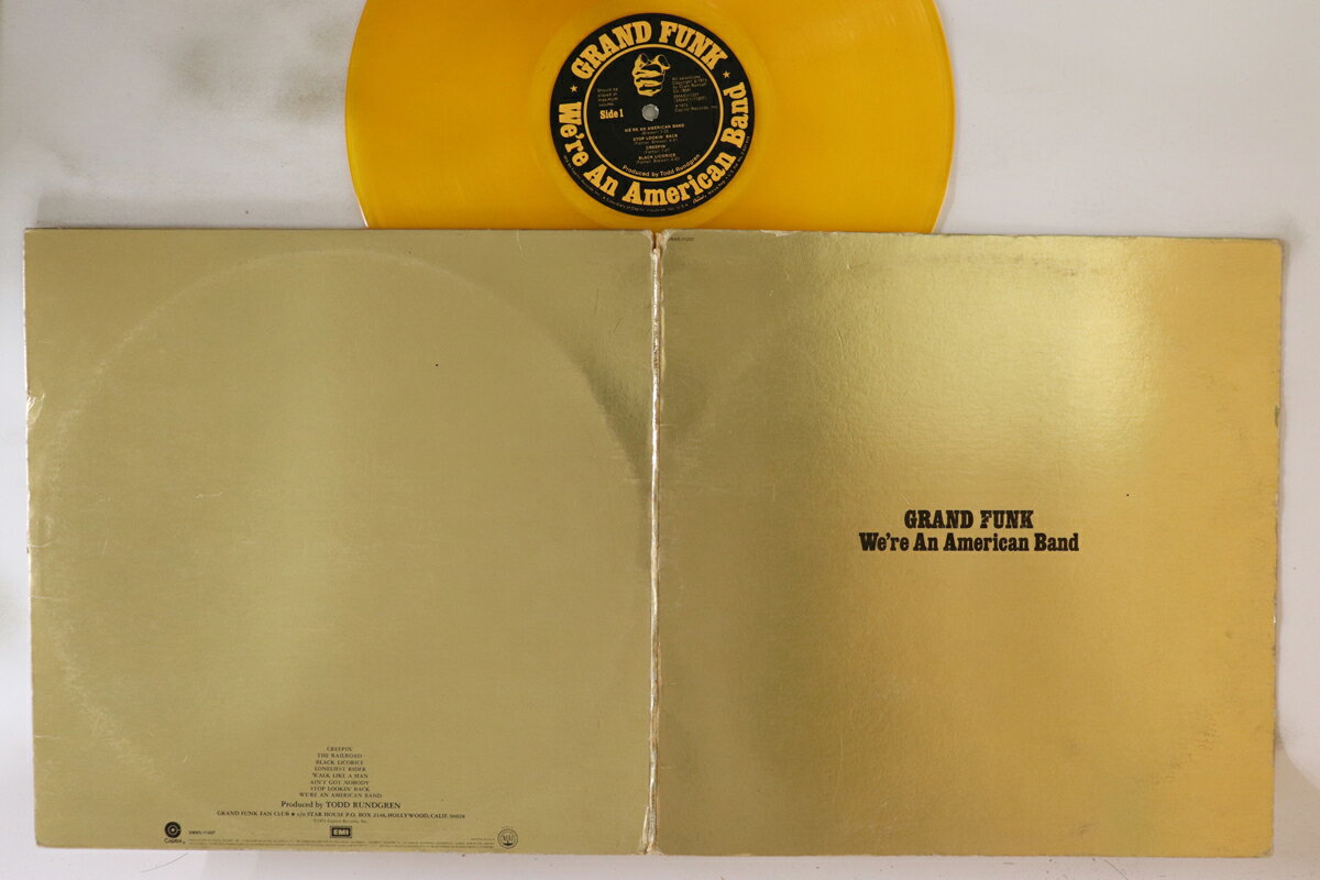 ・アーティスト Grand Funk ・タイトル We're An American Band ・レーベル・型番 CAPITOL SMAS11207 ・フォーマット LPレコード ・コンディション(盤) 良い (VG+) ・コンディション(ジャケット) 可 (VG) ・コンディション(帯) オビなし ・特記事項 【カラー盤（イエロー）】【カバーにキズ/ダメージ】 実際に発送される商品の画像です 【ご購入前に必ずご確認ください】 ・本店サイト(www.recordcity.jp)とは価格、送料が違います ・本店サイト、その他支店のオーダーとは同梱発送できません ・注文確定後に別の注文を頂いた場合、注文同士の同梱は致しかねます。 ・別倉庫から発送しているため、店頭受け渡しは対応しておりません ・一部商品は他の通販サイトでも販売しているため、ご注文のタイミングによっては商品のご用意ができない場合がございます。 ・土日祝日はお休みです 金曜・祝前日9時以降のご連絡またはご入金は、返答または発送が週明け・祝日明けに順次対応となります。 ・ご購入後のキャンセル不可 ご購入後のキャンセルはいかなる理由においてもお受けできません。ご了承の上、ご購入くださいませ。 ・日本郵便(ゆうパック/ゆうメール)によるお届けになります。 ・中古品であることをご理解ください 当ストアでは中古商品を主に販売しております。中古品であることをご理解の上ご購入ください。また、一部商品はRecordCityオンラインストアで試聴可能です。 ・返品について お客様のご都合による返品は一切承っておりません。 表記の内容と実際の商品に相違がある場合、また針飛び等で返品・返金をご希望される場合は、商品の到着後1週間以内にご連絡ください。商品の返送をこちらで確認後、キャンセル・返金を行います。 コンディションVG以下の商品は返品できません。プレイに影響のない表面のこすれ傷、プレス起因のノイズ盤は返品の対象外です。 【コンディション表記】 ・ほぼ新品(M-)(Like New) 完全な新品。未使用。当店ではほぼ使用しません ・非常に良い(EX)(Excellent) 中古盤として美品な状態。わずかな経年を感じるものの傷みを感じさせない、当店基準で最高の状態 ・良い(VG+)(Very Good Plus) 丁寧に扱われた中古品で、軽い使用感がみられる。 ・可(VG)(Acceptable) 使い込まれた中古品で、「良い」よりもさらに使用感がみられる。 ・悪い(VG-)(Bad) 状態が悪いアイテム。使用の保障はなく、再生不可、針飛び、目立つノイズがあるかもしれない。状態によるクレーム不可。返品不可。 ・非常に悪い(G)(Very Bad) 「悪い」よりさらに状態が悪いアイテム。使用の保障はなく、再生不可、針飛び、目立つノイズがあるかもしれない。状態によるクレーム不可。返品不可。 ・ジャンク(Fair)(Junk/Fair) 割れている、反っている、水ダメージがある、カビ、ジャケットが分離している、ひどい書き込み、ひどい擦れなど最低の状態。使用の保障はなく、再生不可、針飛び、目立つノイズがあるかもしれない。状態によるクレーム不可。返品不可。 ・ジャンク(Poor)(Junk/Poor) 割れている、反っている、水ダメージがある、カビ、ジャケットが分離している、ひどい書き込み、ひどい擦れなど最低の状態。使用の保障はなく、再生不可、針飛び、目立つノイズがあるかもしれない。状態によるクレーム不可。返品不可。