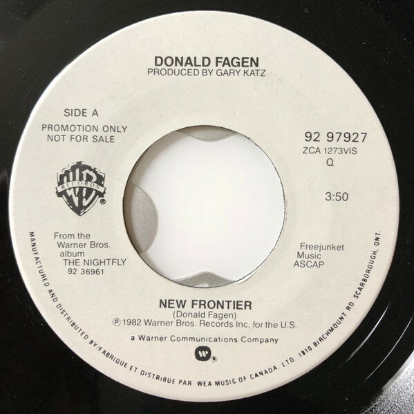 ・アーティスト Donald Fagen ・タイトル New Frontier ・レーベル・型番 WARNER BROS. 9297927 ・フォーマット 7インチレコード ・コンディション(盤) 良い (VG+) ・コンディション(ジャケット) プレインカバー（元ジャケット／カバー無し） ・コンディション(帯) オビなし ・特記事項 サンプル画像です。実際の商品の画像ではありません 商品写真はバーコード/カタログ番号に対応したサンプル画像ですので、お送りする商品の画像ではありません。帯やライナーなどの付属品は、特記事項に記載されている場合のみ含まれます。プロモやカラーレコードなどの仕様についても、該当する場合のみ特記事項に記載しています。 【ご購入前に必ずご確認ください】 ・本店サイト(www.recordcity.jp)とは価格、送料が違います ・本店サイト、その他支店のオーダーとは同梱発送できません ・注文確定後に別の注文を頂いた場合、注文同士の同梱は致しかねます。 ・別倉庫から発送しているため、店頭受け渡しは対応しておりません ・一部商品は他の通販サイトでも販売しているため、ご注文のタイミングによっては商品のご用意ができない場合がございます。 ・土日祝日はお休みです 金曜・祝前日9時以降のご連絡またはご入金は、返答または発送が週明け・祝日明けに順次対応となります。 ・ご購入後のキャンセル不可 ご購入後のキャンセルはいかなる理由においてもお受けできません。ご了承の上、ご購入くださいませ。 ・日本郵便(ゆうパック/ゆうメール)によるお届けになります。 ・中古品であることをご理解ください 当ストアでは中古商品を主に販売しております。中古品であることをご理解の上ご購入ください。また、一部商品はRecordCityオンラインストアで試聴可能です。 ・返品について お客様のご都合による返品は一切承っておりません。 表記の内容と実際の商品に相違がある場合、また針飛び等で返品・返金をご希望される場合は、商品の到着後1週間以内にご連絡ください。商品の返送をこちらで確認後、キャンセル・返金を行います。 コンディションVG以下の商品は返品できません。プレイに影響のない表面のこすれ傷、プレス起因のノイズ盤は返品の対象外です。 【コンディション表記】 ・ほぼ新品(M-)(Like New) 完全な新品。未使用。当店ではほぼ使用しません ・非常に良い(EX)(Excellent) 中古盤として美品な状態。わずかな経年を感じるものの傷みを感じさせない、当店基準で最高の状態 ・良い(VG+)(Very Good Plus) 丁寧に扱われた中古品で、軽い使用感がみられる。 ・可(VG)(Acceptable) 使い込まれた中古品で、「良い」よりもさらに使用感がみられる。 ・悪い(VG-)(Bad) 状態が悪いアイテム。使用の保障はなく、再生不可、針飛び、目立つノイズがあるかもしれない。状態によるクレーム不可。返品不可。 ・非常に悪い(G)(Very Bad) 「悪い」よりさらに状態が悪いアイテム。使用の保障はなく、再生不可、針飛び、目立つノイズがあるかもしれない。状態によるクレーム不可。返品不可。 ・ジャンク(Fair)(Junk/Fair) 割れている、反っている、水ダメージがある、カビ、ジャケットが分離している、ひどい書き込み、ひどい擦れなど最低の状態。使用の保障はなく、再生不可、針飛び、目立つノイズがあるかもしれない。状態によるクレーム不可。返品不可。 ・ジャンク(Poor)(Junk/Poor) 割れている、反っている、水ダメージがある、カビ、ジャケットが分離している、ひどい書き込み、ひどい擦れなど最低の状態。使用の保障はなく、再生不可、針飛び、目立つノイズがあるかもしれない。状態によるクレーム不可。返品不可。