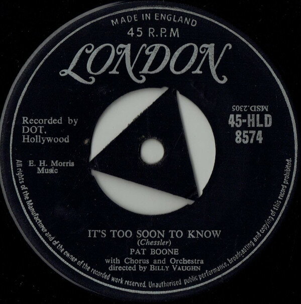 ・アーティスト Pat Boone ・タイトル It's Too Soon To Know ・レーベル・型番 London Records 45HLD8574 ・フォーマット 7インチレコード ・コンディション(盤) 良い (VG+) ・コンディション(ジャケット) プレインカバー（元ジャケット／カバー無し） ・コンディション(帯) オビなし ・特記事項 【表カバーに書き込み】【カバーにテープ付着】 サンプル画像です。実際の商品の画像ではありません 商品写真はバーコード/カタログ番号に対応したサンプル画像ですので、お送りする商品の画像ではありません。帯やライナーなどの付属品は、特記事項に記載されている場合のみ含まれます。プロモやカラーレコードなどの仕様についても、該当する場合のみ特記事項に記載しています。 【ご購入前に必ずご確認ください】 ・本店サイト(www.recordcity.jp)とは価格、送料が違います ・本店サイト、その他支店のオーダーとは同梱発送できません ・注文確定後に別の注文を頂いた場合、注文同士の同梱は致しかねます。 ・別倉庫から発送しているため、店頭受け渡しは対応しておりません ・一部商品は他の通販サイトでも販売しているため、ご注文のタイミングによっては商品のご用意ができない場合がございます。 ・土日祝日はお休みです 金曜・祝前日9時以降のご連絡またはご入金は、返答または発送が週明け・祝日明けに順次対応となります。 ・ご購入後のキャンセル不可 ご購入後のキャンセルはいかなる理由においてもお受けできません。ご了承の上、ご購入くださいませ。 ・日本郵便(ゆうパック/ゆうメール)によるお届けになります。 ・中古品であることをご理解ください 当ストアでは中古商品を主に販売しております。中古品であることをご理解の上ご購入ください。また、一部商品はRecordCityオンラインストアで試聴可能です。 ・返品について お客様のご都合による返品は一切承っておりません。 表記の内容と実際の商品に相違がある場合、また針飛び等で返品・返金をご希望される場合は、商品の到着後1週間以内にご連絡ください。商品の返送をこちらで確認後、キャンセル・返金を行います。 コンディションVG以下の商品は返品できません。プレイに影響のない表面のこすれ傷、プレス起因のノイズ盤は返品の対象外です。 【コンディション表記】 ・ほぼ新品(M-)(Like New) 完全な新品。未使用。当店ではほぼ使用しません ・非常に良い(EX)(Excellent) 中古盤として美品な状態。わずかな経年を感じるものの傷みを感じさせない、当店基準で最高の状態 ・良い(VG+)(Very Good Plus) 丁寧に扱われた中古品で、軽い使用感がみられる。 ・可(VG)(Acceptable) 使い込まれた中古品で、「良い」よりもさらに使用感がみられる。 ・悪い(VG-)(Bad) 状態が悪いアイテム。使用の保障はなく、再生不可、針飛び、目立つノイズがあるかもしれない。状態によるクレーム不可。返品不可。 ・非常に悪い(G)(Very Bad) 「悪い」よりさらに状態が悪いアイテム。使用の保障はなく、再生不可、針飛び、目立つノイズがあるかもしれない。状態によるクレーム不可。返品不可。 ・ジャンク(Fair)(Junk/Fair) 割れている、反っている、水ダメージがある、カビ、ジャケットが分離している、ひどい書き込み、ひどい擦れなど最低の状態。使用の保障はなく、再生不可、針飛び、目立つノイズがあるかもしれない。状態によるクレーム不可。返品不可。 ・ジャンク(Poor)(Junk/Poor) 割れている、反っている、水ダメージがある、カビ、ジャケットが分離している、ひどい書き込み、ひどい擦れなど最低の状態。使用の保障はなく、再生不可、針飛び、目立つノイズがあるかもしれない。状態によるクレーム不可。返品不可。