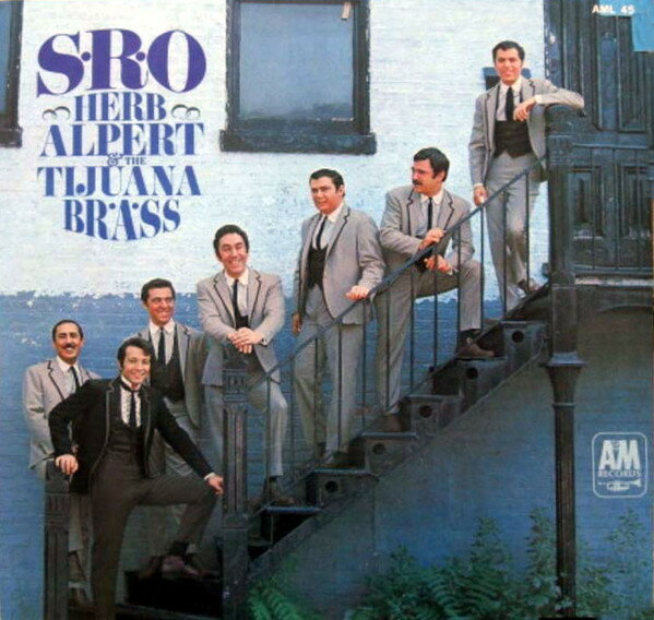 ・アーティスト Herb Alpert & The Tijuana Brass ・タイトル S.R.O. ・レーベル・型番 A&M AML45 ・フォーマット LPレコード ・コンディション(盤) 非常に良い(EX) ・コンディション(ジャケット) 良い (VG+) ・コンディション(帯) オビなし ・特記事項 サンプル画像です。実際の商品の画像ではありません 商品写真はバーコード/カタログ番号に対応したサンプル画像ですので、お送りする商品の画像ではありません。帯やライナーなどの付属品は、特記事項に記載されている場合のみ含まれます。プロモやカラーレコードなどの仕様についても、該当する場合のみ特記事項に記載しています。 【ご購入前に必ずご確認ください】 ・本店サイト(www.recordcity.jp)とは価格、送料が違います ・本店サイト、その他支店のオーダーとは同梱発送できません ・注文確定後に別の注文を頂いた場合、注文同士の同梱は致しかねます。 ・別倉庫から発送しているため、店頭受け渡しは対応しておりません ・一部商品は他の通販サイトでも販売しているため、ご注文のタイミングによっては商品のご用意ができない場合がございます。 ・土日祝日はお休みです 金曜・祝前日9時以降のご連絡またはご入金は、返答または発送が週明け・祝日明けに順次対応となります。 ・ご購入後のキャンセル不可 ご購入後のキャンセルはいかなる理由においてもお受けできません。ご了承の上、ご購入くださいませ。 ・日本郵便(ゆうパック/ゆうメール)によるお届けになります。 ・中古品であることをご理解ください 当ストアでは中古商品を主に販売しております。中古品であることをご理解の上ご購入ください。また、一部商品はRecordCityオンラインストアで試聴可能です。 ・返品について お客様のご都合による返品は一切承っておりません。 表記の内容と実際の商品に相違がある場合、また針飛び等で返品・返金をご希望される場合は、商品の到着後1週間以内にご連絡ください。商品の返送をこちらで確認後、キャンセル・返金を行います。 コンディションVG以下の商品は返品できません。プレイに影響のない表面のこすれ傷、プレス起因のノイズ盤は返品の対象外です。 【コンディション表記】 ・ほぼ新品(M-)(Like New) 完全な新品。未使用。当店ではほぼ使用しません ・非常に良い(EX)(Excellent) 中古盤として美品な状態。わずかな経年を感じるものの傷みを感じさせない、当店基準で最高の状態 ・良い(VG+)(Very Good Plus) 丁寧に扱われた中古品で、軽い使用感がみられる。 ・可(VG)(Acceptable) 使い込まれた中古品で、「良い」よりもさらに使用感がみられる。 ・悪い(VG-)(Bad) 状態が悪いアイテム。使用の保障はなく、再生不可、針飛び、目立つノイズがあるかもしれない。状態によるクレーム不可。返品不可。 ・非常に悪い(G)(Very Bad) 「悪い」よりさらに状態が悪いアイテム。使用の保障はなく、再生不可、針飛び、目立つノイズがあるかもしれない。状態によるクレーム不可。返品不可。 ・ジャンク(Fair)(Junk/Fair) 割れている、反っている、水ダメージがある、カビ、ジャケットが分離している、ひどい書き込み、ひどい擦れなど最低の状態。使用の保障はなく、再生不可、針飛び、目立つノイズがあるかもしれない。状態によるクレーム不可。返品不可。 ・ジャンク(Poor)(Junk/Poor) 割れている、反っている、水ダメージがある、カビ、ジャケットが分離している、ひどい書き込み、ひどい擦れなど最低の状態。使用の保障はなく、再生不可、針飛び、目立つノイズがあるかもしれない。状態によるクレーム不可。返品不可。