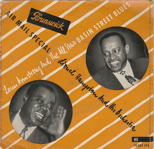 ・アーティスト Louis Armstrong & His All-Stars / Lionel Hampton & His Orchestra ・タイトル Basin Street Blues / Air Mail Special ・レーベル Brunswick 10009EPB ・フォーマット 7インチレコード ・コンディション(盤) 良い (VG+) ・コンディション(ジャケット) 可 (VG) ・コンディション(帯) オビなし ・特記事項 【カバー汚れ】 サンプル画像です。実際の商品の画像ではありません 商品写真はバーコード/カタログ番号に対応したサンプル画像ですので、お送りする商品の画像ではありません。帯やライナーなどの付属品は、特記事項に記載されている場合のみ含まれます。プロモやカラーレコードなどの仕様についても、該当する場合のみ特記事項に記載しています。 【ご購入前に必ずご確認ください】 ・本店サイト(www.recordcity.jp)とは価格、送料が違います ・本店サイト、その他支店のオーダーとは同梱発送できません ・別倉庫から発送しているため、店頭受け渡しは対応しておりません ・一部商品は他の通販サイトでも販売しているため、ご注文のタイミングによっては商品のご用意ができない場合がございます。 ・土日祝日はお休みです 金曜・祝前日9時以降のご連絡またはご入金は、返答または発送が週明け・祝日明けに順次対応となります。 ・ご購入後のキャンセル不可 ご購入後のキャンセルはいかなる理由においてもお受けできません。ご了承の上、ご購入くださいませ。 ・日本郵便(ゆうパック/ゆうメール)によるお届けになります。 ・中古品であることをご理解ください 当ストアではお客様よりお譲りいただいた中古商品を主に販売しております。中古品であることをご理解の上ご購入ください。また、一部商品はRecordCityオンラインストアで試聴可能です。 ・返品について お客様のご都合による返品は一切承っておりません。 表記の内容と実際の商品に相違がある場合、また針飛び等で返品・返金をご希望される場合は、商品の到着後1週間以内にご連絡ください。商品の返送をこちらで確認後、キャンセル・返金を行います。 コンディションVG以下の商品は返品できません。プレイに影響のない表面のこすれ傷、プレス起因のノイズ盤は返品の対象外です。 【コンディション表記】 ・ほぼ新品(M-)(Like New) 完全な新品。未使用。当店ではほぼ使用しません ・非常に良い(EX)(Excellent) 中古盤として美品な状態。わずかな経年を感じるものの傷みを感じさせない、当店基準で最高の状態 ・良い(VG+)(Very Good Plus) 丁寧に扱われた中古品で、軽い使用感がみられる。 ・可(VG)(Acceptable) 使い込まれた中古品で、「良い」よりもさらに使用感がみられる。 ・悪い(VG-)(Bad) 状態が悪いアイテム。使用の保障はなく、再生不可、針飛び、目立つノイズがあるかもしれない。状態によるクレーム不可。返品不可。 ・非常に悪い(G)(Very Bad) 「悪い」よりさらに状態が悪いアイテム。使用の保障はなく、再生不可、針飛び、目立つノイズがあるかもしれない。状態によるクレーム不可。返品不可。 ・ジャンク(Fair)(Junk/Fair) 割れている、反っている、水ダメージがある、カビ、ジャケットが分離している、ひどい書き込み、ひどい擦れなど最低の状態。使用の保障はなく、再生不可、針飛び、目立つノイズがあるかもしれない。状態によるクレーム不可。返品不可。 ・ジャンク(Poor)(Junk/Poor) 割れている、反っている、水ダメージがある、カビ、ジャケットが分離している、ひどい書き込み、ひどい擦れなど最低の状態。使用の保障はなく、再生不可、針飛び、目立つノイズがあるかもしれない。状態によるクレーム不可。返品不可。