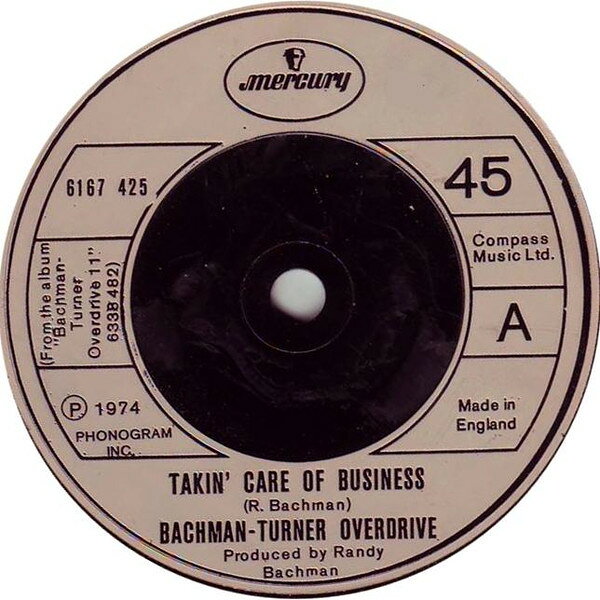 ・アーティスト Bachman-Turner Overdrive ・タイトル Takin' Care Of Business ・レーベル・型番 Mercury 6167425 ・フォーマット 7インチレコード ・コンディション(盤) 良い (VG+) ・コンディション(ジャケット) プレインカバー（元ジャケット／カバー無し） ・コンディション(帯) オビなし ・特記事項 サンプル画像です。実際の商品の画像ではありません 商品写真はバーコード/カタログ番号に対応したサンプル画像ですので、お送りする商品の画像ではありません。帯やライナーなどの付属品は、特記事項に記載されている場合のみ含まれます。プロモやカラーレコードなどの仕様についても、該当する場合のみ特記事項に記載しています。 【ご購入前に必ずご確認ください】 ・本店サイト(www.recordcity.jp)とは価格、送料が違います ・本店サイト、その他支店のオーダーとは同梱発送できません ・注文確定後に別の注文を頂いた場合、注文同士の同梱は致しかねます。 ・別倉庫から発送しているため、店頭受け渡しは対応しておりません ・一部商品は他の通販サイトでも販売しているため、ご注文のタイミングによっては商品のご用意ができない場合がございます。 ・土日祝日はお休みです 金曜・祝前日9時以降のご連絡またはご入金は、返答または発送が週明け・祝日明けに順次対応となります。 ・ご購入後のキャンセル不可 ご購入後のキャンセルはいかなる理由においてもお受けできません。ご了承の上、ご購入くださいませ。 ・日本郵便(ゆうパック/ゆうメール)によるお届けになります。 ・中古品であることをご理解ください 当ストアでは中古商品を主に販売しております。中古品であることをご理解の上ご購入ください。また、一部商品はRecordCityオンラインストアで試聴可能です。 ・返品について お客様のご都合による返品は一切承っておりません。 表記の内容と実際の商品に相違がある場合、また針飛び等で返品・返金をご希望される場合は、商品の到着後1週間以内にご連絡ください。商品の返送をこちらで確認後、キャンセル・返金を行います。 コンディションVG以下の商品は返品できません。プレイに影響のない表面のこすれ傷、プレス起因のノイズ盤は返品の対象外です。 【コンディション表記】 ・ほぼ新品(M-)(Like New) 完全な新品。未使用。当店ではほぼ使用しません ・非常に良い(EX)(Excellent) 中古盤として美品な状態。わずかな経年を感じるものの傷みを感じさせない、当店基準で最高の状態 ・良い(VG+)(Very Good Plus) 丁寧に扱われた中古品で、軽い使用感がみられる。 ・可(VG)(Acceptable) 使い込まれた中古品で、「良い」よりもさらに使用感がみられる。 ・悪い(VG-)(Bad) 状態が悪いアイテム。使用の保障はなく、再生不可、針飛び、目立つノイズがあるかもしれない。状態によるクレーム不可。返品不可。 ・非常に悪い(G)(Very Bad) 「悪い」よりさらに状態が悪いアイテム。使用の保障はなく、再生不可、針飛び、目立つノイズがあるかもしれない。状態によるクレーム不可。返品不可。 ・ジャンク(Fair)(Junk/Fair) 割れている、反っている、水ダメージがある、カビ、ジャケットが分離している、ひどい書き込み、ひどい擦れなど最低の状態。使用の保障はなく、再生不可、針飛び、目立つノイズがあるかもしれない。状態によるクレーム不可。返品不可。 ・ジャンク(Poor)(Junk/Poor) 割れている、反っている、水ダメージがある、カビ、ジャケットが分離している、ひどい書き込み、ひどい擦れなど最低の状態。使用の保障はなく、再生不可、針飛び、目立つノイズがあるかもしれない。状態によるクレーム不可。返品不可。
