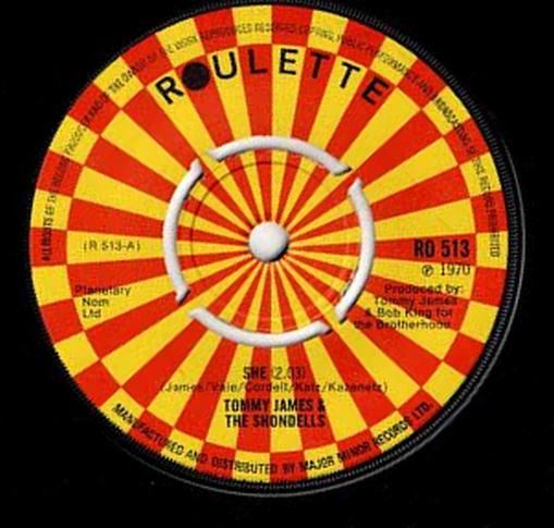 ・アーティスト Tommy James & The Shondells ・タイトル She ・レーベル Roulette RO513 ・フォーマット 7インチレコード ・コンディション(盤) 非常に良い(EX) ・コンディション(ジャケット) プレインカバー（元ジャケット／カバー無し） ・コンディション(帯) オビなし ・特記事項 サンプル画像です。実際の商品の画像ではありません 商品写真はバーコード/カタログ番号に対応したサンプル画像ですので、お送りする商品の画像ではありません。帯やライナーなどの付属品は、特記事項に記載されている場合のみ含まれます。プロモやカラーレコードなどの仕様についても、該当する場合のみ特記事項に記載しています。 【ご購入前に必ずご確認ください】 ・本店サイト(www.recordcity.jp)とは価格、送料が違います ・本店サイト、その他支店のオーダーとは同梱発送できません ・別倉庫から発送しているため、店頭受け渡しは対応しておりません ・一部商品は他の通販サイトでも販売しているため、ご注文のタイミングによっては商品のご用意ができない場合がございます。 ・土日祝日はお休みです 金曜・祝前日9時以降のご連絡またはご入金は、返答または発送が週明け・祝日明けに順次対応となります。 ・ご購入後のキャンセル不可 ご購入後のキャンセルはいかなる理由においてもお受けできません。ご了承の上、ご購入くださいませ。 ・日本郵便(ゆうパック/ゆうメール)によるお届けになります。 ・中古品であることをご理解ください 当ストアではお客様よりお譲りいただいた中古商品を主に販売しております。中古品であることをご理解の上ご購入ください。また、一部商品はRecordCityオンラインストアで試聴可能です。 ・返品について お客様のご都合による返品は一切承っておりません。 表記の内容と実際の商品に相違がある場合、また針飛び等で返品・返金をご希望される場合は、商品の到着後1週間以内にご連絡ください。商品の返送をこちらで確認後、キャンセル・返金を行います。 コンディションVG以下の商品は返品できません。プレイに影響のない表面のこすれ傷、プレス起因のノイズ盤は返品の対象外です。 【コンディション表記】 ・ほぼ新品(M-)(Like New) 完全な新品。未使用。当店ではほぼ使用しません ・非常に良い(EX)(Excellent) 中古盤として美品な状態。わずかな経年を感じるものの傷みを感じさせない、当店基準で最高の状態 ・良い(VG+)(Very Good Plus) 丁寧に扱われた中古品で、軽い使用感がみられる。 ・可(VG)(Acceptable) 使い込まれた中古品で、「良い」よりもさらに使用感がみられる。 ・悪い(VG-)(Bad) 状態が悪いアイテム。使用の保障はなく、再生不可、針飛び、目立つノイズがあるかもしれない。状態によるクレーム不可。返品不可。 ・非常に悪い(G)(Very Bad) 「悪い」よりさらに状態が悪いアイテム。使用の保障はなく、再生不可、針飛び、目立つノイズがあるかもしれない。状態によるクレーム不可。返品不可。 ・ジャンク(Fair)(Junk/Fair) 割れている、反っている、水ダメージがある、カビ、ジャケットが分離している、ひどい書き込み、ひどい擦れなど最低の状態。使用の保障はなく、再生不可、針飛び、目立つノイズがあるかもしれない。状態によるクレーム不可。返品不可。 ・ジャンク(Poor)(Junk/Poor) 割れている、反っている、水ダメージがある、カビ、ジャケットが分離している、ひどい書き込み、ひどい擦れなど最低の状態。使用の保障はなく、再生不可、針飛び、目立つノイズがあるかもしれない。状態によるクレーム不可。返品不可。