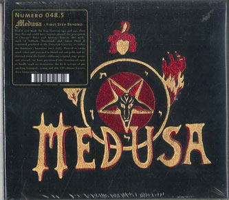 ・アーティスト Medusa (35) ・タイトル First Step Beyond ・レーベル・型番 Numero Group NUMERO048.5 ・フォーマット CD ・コンディション(盤) 新品 (M) ・コンディション(ジャケット) 新品 (M) ・コンディション(帯) オビなし ・特記事項 【紙ジャケット】 【未開封】 サンプル画像です。実際の商品の画像ではありません 商品写真はバーコード/カタログ番号に対応したサンプル画像ですので、お送りする商品の画像ではありません。帯やライナーなどの付属品は、特記事項に記載されている場合のみ含まれます。プロモやカラーレコードなどの仕様についても、該当する場合のみ特記事項に記載しています。 【ご購入前に必ずご確認ください】 ・本店サイト(www.recordcity.jp)とは価格、送料が違います ・本店サイト、その他支店のオーダーとは同梱発送できません ・注文確定後に別の注文を頂いた場合、注文同士の同梱は致しかねます。 ・別倉庫から発送しているため、店頭受け渡しは対応しておりません ・一部商品は他の通販サイトでも販売しているため、ご注文のタイミングによっては商品のご用意ができない場合がございます。 ・土日祝日はお休みです 金曜・祝前日9時以降のご連絡またはご入金は、返答または発送が週明け・祝日明けに順次対応となります。 ・ご購入後のキャンセル不可 ご購入後のキャンセルはいかなる理由においてもお受けできません。ご了承の上、ご購入くださいませ。 ・日本郵便(ゆうパック/ゆうメール)によるお届けになります。 ・中古品であることをご理解ください 当ストアでは中古商品を主に販売しております。中古品であることをご理解の上ご購入ください。また、一部商品はRecordCityオンラインストアで試聴可能です。 ・返品について お客様のご都合による返品は一切承っておりません。 表記の内容と実際の商品に相違がある場合、また針飛び等で返品・返金をご希望される場合は、商品の到着後1週間以内にご連絡ください。商品の返送をこちらで確認後、キャンセル・返金を行います。 コンディションVG以下の商品は返品できません。プレイに影響のない表面のこすれ傷、プレス起因のノイズ盤は返品の対象外です。 【コンディション表記】 ・ほぼ新品(M-)(Like New) 完全な新品。未使用。当店ではほぼ使用しません ・非常に良い(EX)(Excellent) 中古盤として美品な状態。わずかな経年を感じるものの傷みを感じさせない、当店基準で最高の状態 ・良い(VG+)(Very Good Plus) 丁寧に扱われた中古品で、軽い使用感がみられる。 ・可(VG)(Acceptable) 使い込まれた中古品で、「良い」よりもさらに使用感がみられる。 ・悪い(VG-)(Bad) 状態が悪いアイテム。使用の保障はなく、再生不可、針飛び、目立つノイズがあるかもしれない。状態によるクレーム不可。返品不可。 ・非常に悪い(G)(Very Bad) 「悪い」よりさらに状態が悪いアイテム。使用の保障はなく、再生不可、針飛び、目立つノイズがあるかもしれない。状態によるクレーム不可。返品不可。 ・ジャンク(Fair)(Junk/Fair) 割れている、反っている、水ダメージがある、カビ、ジャケットが分離している、ひどい書き込み、ひどい擦れなど最低の状態。使用の保障はなく、再生不可、針飛び、目立つノイズがあるかもしれない。状態によるクレーム不可。返品不可。 ・ジャンク(Poor)(Junk/Poor) 割れている、反っている、水ダメージがある、カビ、ジャケットが分離している、ひどい書き込み、ひどい擦れなど最低の状態。使用の保障はなく、再生不可、針飛び、目立つノイズがあるかもしれない。状態によるクレーム不可。返品不可。
