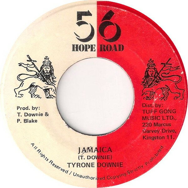 ・アーティスト Tyrone Downie ・タイトル Jamaica ・レーベル・型番 56 Hope Road NONE ・フォーマット 7インチレコード ・コンディション(盤) 良い (VG+) ・コンディション(ジャケット) ・コンディション(帯) オビなし ・特記事項 【レーベルに書き込み】 サンプル画像です。実際の商品の画像ではありません 商品写真はバーコード/カタログ番号に対応したサンプル画像ですので、お送りする商品の画像ではありません。帯やライナーなどの付属品は、特記事項に記載されている場合のみ含まれます。プロモやカラーレコードなどの仕様についても、該当する場合のみ特記事項に記載しています。 【ご購入前に必ずご確認ください】 ・本店サイト(www.recordcity.jp)とは価格、送料が違います ・本店サイト、その他支店のオーダーとは同梱発送できません ・注文確定後に別の注文を頂いた場合、注文同士の同梱は致しかねます。 ・別倉庫から発送しているため、店頭受け渡しは対応しておりません ・一部商品は他の通販サイトでも販売しているため、ご注文のタイミングによっては商品のご用意ができない場合がございます。 ・土日祝日はお休みです 金曜・祝前日9時以降のご連絡またはご入金は、返答または発送が週明け・祝日明けに順次対応となります。 ・ご購入後のキャンセル不可 ご購入後のキャンセルはいかなる理由においてもお受けできません。ご了承の上、ご購入くださいませ。 ・日本郵便(ゆうパック/ゆうメール)によるお届けになります。 ・中古品であることをご理解ください 当ストアでは中古商品を主に販売しております。中古品であることをご理解の上ご購入ください。また、一部商品はRecordCityオンラインストアで試聴可能です。 ・返品について お客様のご都合による返品は一切承っておりません。 表記の内容と実際の商品に相違がある場合、また針飛び等で返品・返金をご希望される場合は、商品の到着後1週間以内にご連絡ください。商品の返送をこちらで確認後、キャンセル・返金を行います。 コンディションVG以下の商品は返品できません。プレイに影響のない表面のこすれ傷、プレス起因のノイズ盤は返品の対象外です。 【コンディション表記】 ・ほぼ新品(M-)(Like New) 完全な新品。未使用。当店ではほぼ使用しません ・非常に良い(EX)(Excellent) 中古盤として美品な状態。わずかな経年を感じるものの傷みを感じさせない、当店基準で最高の状態 ・良い(VG+)(Very Good Plus) 丁寧に扱われた中古品で、軽い使用感がみられる。 ・可(VG)(Acceptable) 使い込まれた中古品で、「良い」よりもさらに使用感がみられる。 ・悪い(VG-)(Bad) 状態が悪いアイテム。使用の保障はなく、再生不可、針飛び、目立つノイズがあるかもしれない。状態によるクレーム不可。返品不可。 ・非常に悪い(G)(Very Bad) 「悪い」よりさらに状態が悪いアイテム。使用の保障はなく、再生不可、針飛び、目立つノイズがあるかもしれない。状態によるクレーム不可。返品不可。 ・ジャンク(Fair)(Junk/Fair) 割れている、反っている、水ダメージがある、カビ、ジャケットが分離している、ひどい書き込み、ひどい擦れなど最低の状態。使用の保障はなく、再生不可、針飛び、目立つノイズがあるかもしれない。状態によるクレーム不可。返品不可。 ・ジャンク(Poor)(Junk/Poor) 割れている、反っている、水ダメージがある、カビ、ジャケットが分離している、ひどい書き込み、ひどい擦れなど最低の状態。使用の保障はなく、再生不可、針飛び、目立つノイズがあるかもしれない。状態によるクレーム不可。返品不可。