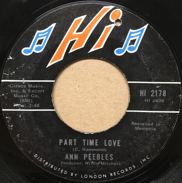 ・アーティスト Ann Peebles ・タイトル Part Time Love / I Still Love You ・レーベル Hi Records HI2178 ・フォーマット 7インチレコード ・コンディション(盤) 良い (VG+) ・コンディション(ジャケット) プレインカバー（元ジャケット／カバー無し） ・コンディション(帯) オビなし ・特記事項 【盤に小さいキズ】 サンプル画像です。実際の商品の画像ではありません 商品写真はバーコード/カタログ番号に対応したサンプル画像ですので、お送りする商品の画像ではありません。帯やライナーなどの付属品は、特記事項に記載されている場合のみ含まれます。プロモやカラーレコードなどの仕様についても、該当する場合のみ特記事項に記載しています。 【ご購入前に必ずご確認ください】 ・本店サイト(www.recordcity.jp)とは価格、送料が違います ・本店サイト、その他支店のオーダーとは同梱発送できません ・別倉庫から発送しているため、店頭受け渡しは対応しておりません ・一部商品は他の通販サイトでも販売しているため、ご注文のタイミングによっては商品のご用意ができない場合がございます。 ・土日祝日はお休みです 金曜・祝前日9時以降のご連絡またはご入金は、返答または発送が週明け・祝日明けに順次対応となります。 ・ご購入後のキャンセル不可 ご購入後のキャンセルはいかなる理由においてもお受けできません。ご了承の上、ご購入くださいませ。 ・日本郵便(ゆうパック/ゆうメール)によるお届けになります。 ・中古品であることをご理解ください 当ストアではお客様よりお譲りいただいた中古商品を主に販売しております。中古品であることをご理解の上ご購入ください。また、一部商品はRecordCityオンラインストアで試聴可能です。 ・返品について お客様のご都合による返品は一切承っておりません。 表記の内容と実際の商品に相違がある場合、また針飛び等で返品・返金をご希望される場合は、商品の到着後1週間以内にご連絡ください。商品の返送をこちらで確認後、キャンセル・返金を行います。 コンディションVG以下の商品は返品できません。プレイに影響のない表面のこすれ傷、プレス起因のノイズ盤は返品の対象外です。 【コンディション表記】 ・ほぼ新品(M-)(Like New) 完全な新品。未使用。当店ではほぼ使用しません ・非常に良い(EX)(Excellent) 中古盤として美品な状態。わずかな経年を感じるものの傷みを感じさせない、当店基準で最高の状態 ・良い(VG+)(Very Good Plus) 丁寧に扱われた中古品で、軽い使用感がみられる。 ・可(VG)(Acceptable) 使い込まれた中古品で、「良い」よりもさらに使用感がみられる。 ・悪い(VG-)(Bad) 状態が悪いアイテム。使用の保障はなく、再生不可、針飛び、目立つノイズがあるかもしれない。状態によるクレーム不可。返品不可。 ・非常に悪い(G)(Very Bad) 「悪い」よりさらに状態が悪いアイテム。使用の保障はなく、再生不可、針飛び、目立つノイズがあるかもしれない。状態によるクレーム不可。返品不可。 ・ジャンク(Fair)(Junk/Fair) 割れている、反っている、水ダメージがある、カビ、ジャケットが分離している、ひどい書き込み、ひどい擦れなど最低の状態。使用の保障はなく、再生不可、針飛び、目立つノイズがあるかもしれない。状態によるクレーム不可。返品不可。 ・ジャンク(Poor)(Junk/Poor) 割れている、反っている、水ダメージがある、カビ、ジャケットが分離している、ひどい書き込み、ひどい擦れなど最低の状態。使用の保障はなく、再生不可、針飛び、目立つノイズがあるかもしれない。状態によるクレーム不可。返品不可。