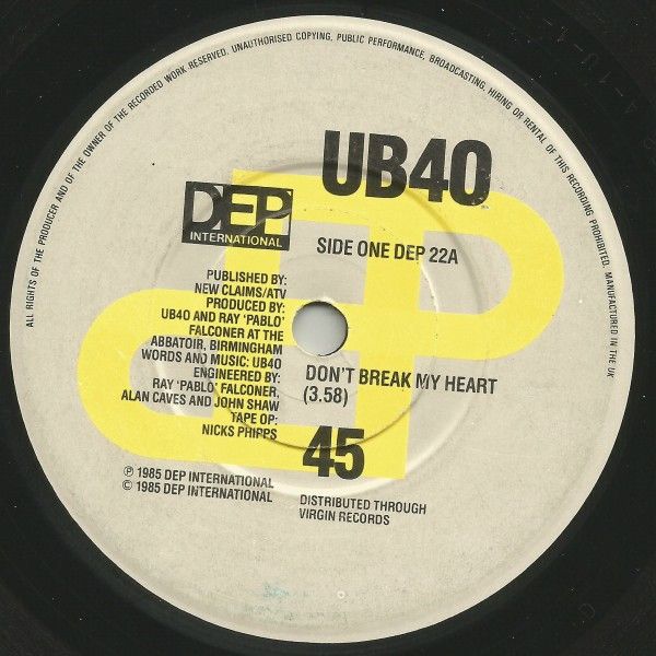 ・アーティスト UB40 ・タイトル Don't Break My Heart ・レーベル・型番 DEP International DEP22 ・フォーマット 7インチレコード ・コンディション(盤) 良い (VG+) ・コンディション(ジャケット) 良い (VG+) ・コンディション(帯) オビなし ・特記事項 【カバーにリングウェア】【カバー小さな破れ】【盤に浅い跡】 サンプル画像です。実際の商品の画像ではありません 商品写真はバーコード/カタログ番号に対応したサンプル画像ですので、お送りする商品の画像ではありません。帯やライナーなどの付属品は、特記事項に記載されている場合のみ含まれます。プロモやカラーレコードなどの仕様についても、該当する場合のみ特記事項に記載しています。 【ご購入前に必ずご確認ください】 ・本店サイト(www.recordcity.jp)とは価格、送料が違います ・本店サイト、その他支店のオーダーとは同梱発送できません ・注文確定後に別の注文を頂いた場合、注文同士の同梱は致しかねます。 ・別倉庫から発送しているため、店頭受け渡しは対応しておりません ・一部商品は他の通販サイトでも販売しているため、ご注文のタイミングによっては商品のご用意ができない場合がございます。 ・土日祝日はお休みです 金曜・祝前日9時以降のご連絡またはご入金は、返答または発送が週明け・祝日明けに順次対応となります。 ・ご購入後のキャンセル不可 ご購入後のキャンセルはいかなる理由においてもお受けできません。ご了承の上、ご購入くださいませ。 ・日本郵便(ゆうパック/ゆうメール)によるお届けになります。 ・中古品であることをご理解ください 当ストアでは中古商品を主に販売しております。中古品であることをご理解の上ご購入ください。また、一部商品はRecordCityオンラインストアで試聴可能です。 ・返品について お客様のご都合による返品は一切承っておりません。 表記の内容と実際の商品に相違がある場合、また針飛び等で返品・返金をご希望される場合は、商品の到着後1週間以内にご連絡ください。商品の返送をこちらで確認後、キャンセル・返金を行います。 コンディションVG以下の商品は返品できません。プレイに影響のない表面のこすれ傷、プレス起因のノイズ盤は返品の対象外です。 【コンディション表記】 ・ほぼ新品(M-)(Like New) 完全な新品。未使用。当店ではほぼ使用しません ・非常に良い(EX)(Excellent) 中古盤として美品な状態。わずかな経年を感じるものの傷みを感じさせない、当店基準で最高の状態 ・良い(VG+)(Very Good Plus) 丁寧に扱われた中古品で、軽い使用感がみられる。 ・可(VG)(Acceptable) 使い込まれた中古品で、「良い」よりもさらに使用感がみられる。 ・悪い(VG-)(Bad) 状態が悪いアイテム。使用の保障はなく、再生不可、針飛び、目立つノイズがあるかもしれない。状態によるクレーム不可。返品不可。 ・非常に悪い(G)(Very Bad) 「悪い」よりさらに状態が悪いアイテム。使用の保障はなく、再生不可、針飛び、目立つノイズがあるかもしれない。状態によるクレーム不可。返品不可。 ・ジャンク(Fair)(Junk/Fair) 割れている、反っている、水ダメージがある、カビ、ジャケットが分離している、ひどい書き込み、ひどい擦れなど最低の状態。使用の保障はなく、再生不可、針飛び、目立つノイズがあるかもしれない。状態によるクレーム不可。返品不可。 ・ジャンク(Poor)(Junk/Poor) 割れている、反っている、水ダメージがある、カビ、ジャケットが分離している、ひどい書き込み、ひどい擦れなど最低の状態。使用の保障はなく、再生不可、針飛び、目立つノイズがあるかもしれない。状態によるクレーム不可。返品不可。