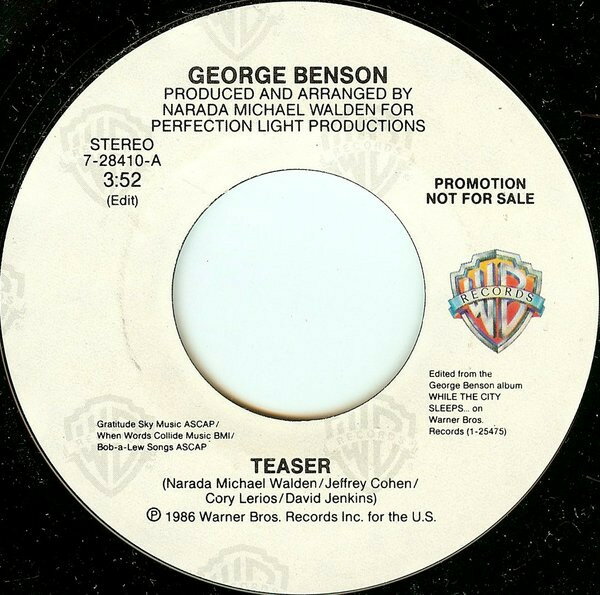 ・アーティスト George Benson ・タイトル Teaser ・レーベル Warner Bros. Records 728410 ・フォーマット 7インチレコード ・コンディション(盤) 良い (VG+) ・コンディション(ジャケット) プレインカバー（元ジャケット／カバー無し） ・コンディション(帯) オビなし ・特記事項 【company sleeve】 サンプル画像です。実際の商品の画像ではありません 商品写真はバーコード/カタログ番号に対応したサンプル画像ですので、お送りする商品の画像ではありません。帯やライナーなどの付属品は、特記事項に記載されている場合のみ含まれます。プロモやカラーレコードなどの仕様についても、該当する場合のみ特記事項に記載しています。 【ご購入前に必ずご確認ください】 ・本店サイト(www.recordcity.jp)とは価格、送料が違います ・本店サイト、その他支店のオーダーとは同梱発送できません ・別倉庫から発送しているため、店頭受け渡しは対応しておりません ・一部商品は他の通販サイトでも販売しているため、ご注文のタイミングによっては商品のご用意ができない場合がございます。 ・土日祝日はお休みです 金曜・祝前日9時以降のご連絡またはご入金は、返答または発送が週明け・祝日明けに順次対応となります。 ・ご購入後のキャンセル不可 ご購入後のキャンセルはいかなる理由においてもお受けできません。ご了承の上、ご購入くださいませ。 ・日本郵便(ゆうパック/ゆうメール)によるお届けになります。 ・中古品であることをご理解ください 当ストアではお客様よりお譲りいただいた中古商品を主に販売しております。中古品であることをご理解の上ご購入ください。また、一部商品はRecordCityオンラインストアで試聴可能です。 ・返品について お客様のご都合による返品は一切承っておりません。 表記の内容と実際の商品に相違がある場合、また針飛び等で返品・返金をご希望される場合は、商品の到着後1週間以内にご連絡ください。商品の返送をこちらで確認後、キャンセル・返金を行います。 コンディションVG以下の商品は返品できません。プレイに影響のない表面のこすれ傷、プレス起因のノイズ盤は返品の対象外です。 【コンディション表記】 ・ほぼ新品(M-)(Like New) 完全な新品。未使用。当店ではほぼ使用しません ・非常に良い(EX)(Excellent) 中古盤として美品な状態。わずかな経年を感じるものの傷みを感じさせない、当店基準で最高の状態 ・良い(VG+)(Very Good Plus) 丁寧に扱われた中古品で、軽い使用感がみられる。 ・可(VG)(Acceptable) 使い込まれた中古品で、「良い」よりもさらに使用感がみられる。 ・悪い(VG-)(Bad) 状態が悪いアイテム。使用の保障はなく、再生不可、針飛び、目立つノイズがあるかもしれない。状態によるクレーム不可。返品不可。 ・非常に悪い(G)(Very Bad) 「悪い」よりさらに状態が悪いアイテム。使用の保障はなく、再生不可、針飛び、目立つノイズがあるかもしれない。状態によるクレーム不可。返品不可。 ・ジャンク(Fair)(Junk/Fair) 割れている、反っている、水ダメージがある、カビ、ジャケットが分離している、ひどい書き込み、ひどい擦れなど最低の状態。使用の保障はなく、再生不可、針飛び、目立つノイズがあるかもしれない。状態によるクレーム不可。返品不可。 ・ジャンク(Poor)(Junk/Poor) 割れている、反っている、水ダメージがある、カビ、ジャケットが分離している、ひどい書き込み、ひどい擦れなど最低の状態。使用の保障はなく、再生不可、針飛び、目立つノイズがあるかもしれない。状態によるクレーム不可。返品不可。