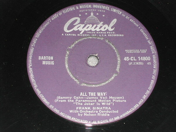 ・アーティスト Frank Sinatra ・タイトル All The Way / Chicago ・レーベル・型番 Capitol Records 45CL14800 ・フォーマット 7インチレコード ・コンディション(盤) 良い (VG+) ・コンディション(ジャケット) プレインカバー（元ジャケット／カバー無し） ・コンディション(帯) オビなし ・特記事項 【カンパニースリーブ】 サンプル画像です。実際の商品の画像ではありません 商品写真はバーコード/カタログ番号に対応したサンプル画像ですので、お送りする商品の画像ではありません。帯やライナーなどの付属品は、特記事項に記載されている場合のみ含まれます。プロモやカラーレコードなどの仕様についても、該当する場合のみ特記事項に記載しています。 【ご購入前に必ずご確認ください】 ・本店サイト(www.recordcity.jp)とは価格、送料が違います ・本店サイト、その他支店のオーダーとは同梱発送できません ・注文確定後に別の注文を頂いた場合、注文同士の同梱は致しかねます。 ・別倉庫から発送しているため、店頭受け渡しは対応しておりません ・一部商品は他の通販サイトでも販売しているため、ご注文のタイミングによっては商品のご用意ができない場合がございます。 ・土日祝日はお休みです 金曜・祝前日9時以降のご連絡またはご入金は、返答または発送が週明け・祝日明けに順次対応となります。 ・ご購入後のキャンセル不可 ご購入後のキャンセルはいかなる理由においてもお受けできません。ご了承の上、ご購入くださいませ。 ・日本郵便(ゆうパック/ゆうメール)によるお届けになります。 ・中古品であることをご理解ください 当ストアでは中古商品を主に販売しております。中古品であることをご理解の上ご購入ください。また、一部商品はRecordCityオンラインストアで試聴可能です。 ・返品について お客様のご都合による返品は一切承っておりません。 表記の内容と実際の商品に相違がある場合、また針飛び等で返品・返金をご希望される場合は、商品の到着後1週間以内にご連絡ください。商品の返送をこちらで確認後、キャンセル・返金を行います。 コンディションVG以下の商品は返品できません。プレイに影響のない表面のこすれ傷、プレス起因のノイズ盤は返品の対象外です。 【コンディション表記】 ・ほぼ新品(M-)(Like New) 完全な新品。未使用。当店ではほぼ使用しません ・非常に良い(EX)(Excellent) 中古盤として美品な状態。わずかな経年を感じるものの傷みを感じさせない、当店基準で最高の状態 ・良い(VG+)(Very Good Plus) 丁寧に扱われた中古品で、軽い使用感がみられる。 ・可(VG)(Acceptable) 使い込まれた中古品で、「良い」よりもさらに使用感がみられる。 ・悪い(VG-)(Bad) 状態が悪いアイテム。使用の保障はなく、再生不可、針飛び、目立つノイズがあるかもしれない。状態によるクレーム不可。返品不可。 ・非常に悪い(G)(Very Bad) 「悪い」よりさらに状態が悪いアイテム。使用の保障はなく、再生不可、針飛び、目立つノイズがあるかもしれない。状態によるクレーム不可。返品不可。 ・ジャンク(Fair)(Junk/Fair) 割れている、反っている、水ダメージがある、カビ、ジャケットが分離している、ひどい書き込み、ひどい擦れなど最低の状態。使用の保障はなく、再生不可、針飛び、目立つノイズがあるかもしれない。状態によるクレーム不可。返品不可。 ・ジャンク(Poor)(Junk/Poor) 割れている、反っている、水ダメージがある、カビ、ジャケットが分離している、ひどい書き込み、ひどい擦れなど最低の状態。使用の保障はなく、再生不可、針飛び、目立つノイズがあるかもしれない。状態によるクレーム不可。返品不可。