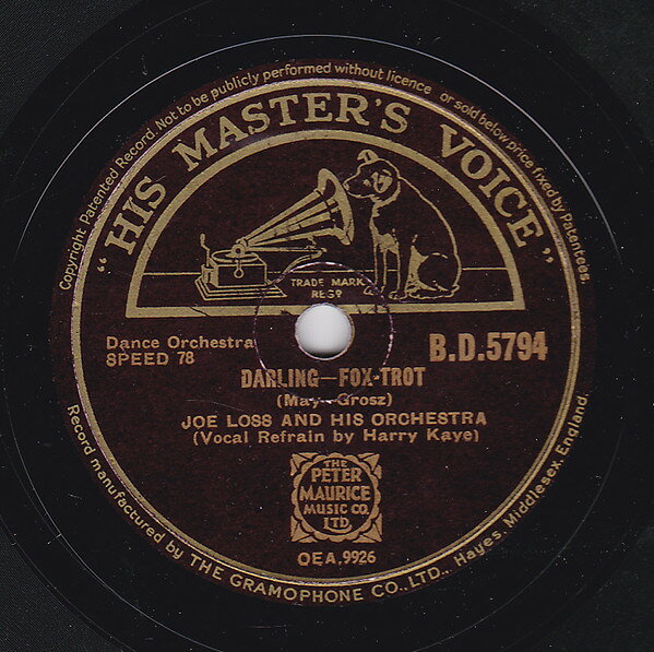 ・アーティスト Joe Loss & His Orchestra ・タイトル Darling / Yeah Man ・レーベル・型番 HIS MASTERS VOICE BD5794 ・フォーマット 78回転SP盤レコード ・コンディション(盤) 良い (VG+) ・コンディション(ジャケット) 可 (VG) ・コンディション(帯) オビなし ・特記事項 【※再生コンディションによる返品不可】 サンプル画像です。実際の商品の画像ではありません 商品写真はバーコード/カタログ番号に対応したサンプル画像ですので、お送りする商品の画像ではありません。帯やライナーなどの付属品は、特記事項に記載されている場合のみ含まれます。プロモやカラーレコードなどの仕様についても、該当する場合のみ特記事項に記載しています。 【ご購入前に必ずご確認ください】 ・本店サイト(www.recordcity.jp)とは価格、送料が違います ・本店サイト、その他支店のオーダーとは同梱発送できません ・注文確定後に別の注文を頂いた場合、注文同士の同梱は致しかねます。 ・別倉庫から発送しているため、店頭受け渡しは対応しておりません ・一部商品は他の通販サイトでも販売しているため、ご注文のタイミングによっては商品のご用意ができない場合がございます。 ・土日祝日はお休みです 金曜・祝前日9時以降のご連絡またはご入金は、返答または発送が週明け・祝日明けに順次対応となります。 ・ご購入後のキャンセル不可 ご購入後のキャンセルはいかなる理由においてもお受けできません。ご了承の上、ご購入くださいませ。 ・日本郵便(ゆうパック/ゆうメール)によるお届けになります。 ・中古品であることをご理解ください 当ストアでは中古商品を主に販売しております。中古品であることをご理解の上ご購入ください。また、一部商品はRecordCityオンラインストアで試聴可能です。 ・返品について お客様のご都合による返品は一切承っておりません。 表記の内容と実際の商品に相違がある場合、また針飛び等で返品・返金をご希望される場合は、商品の到着後1週間以内にご連絡ください。商品の返送をこちらで確認後、キャンセル・返金を行います。 コンディションVG以下の商品は返品できません。プレイに影響のない表面のこすれ傷、プレス起因のノイズ盤は返品の対象外です。 【コンディション表記】 ・ほぼ新品(M-)(Like New) 完全な新品。未使用。当店ではほぼ使用しません ・非常に良い(EX)(Excellent) 中古盤として美品な状態。わずかな経年を感じるものの傷みを感じさせない、当店基準で最高の状態 ・良い(VG+)(Very Good Plus) 丁寧に扱われた中古品で、軽い使用感がみられる。 ・可(VG)(Acceptable) 使い込まれた中古品で、「良い」よりもさらに使用感がみられる。 ・悪い(VG-)(Bad) 状態が悪いアイテム。使用の保障はなく、再生不可、針飛び、目立つノイズがあるかもしれない。状態によるクレーム不可。返品不可。 ・非常に悪い(G)(Very Bad) 「悪い」よりさらに状態が悪いアイテム。使用の保障はなく、再生不可、針飛び、目立つノイズがあるかもしれない。状態によるクレーム不可。返品不可。 ・ジャンク(Fair)(Junk/Fair) 割れている、反っている、水ダメージがある、カビ、ジャケットが分離している、ひどい書き込み、ひどい擦れなど最低の状態。使用の保障はなく、再生不可、針飛び、目立つノイズがあるかもしれない。状態によるクレーム不可。返品不可。 ・ジャンク(Poor)(Junk/Poor) 割れている、反っている、水ダメージがある、カビ、ジャケットが分離している、ひどい書き込み、ひどい擦れなど最低の状態。使用の保障はなく、再生不可、針飛び、目立つノイズがあるかもしれない。状態によるクレーム不可。返品不可。