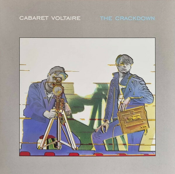 ・アーティスト Cabaret Voltaire ・タイトル Crackdown (Silver Vinyl) ・レーベル・型番 MUTE U.S. MUE0593161SILVERVINYL ・フォーマット LPレコード ・コンディション(盤) 新品 (M) ・コンディション(ジャケット) 新品 (M) ・コンディション(帯) オビなし ・特記事項 【未開封】 【カラー盤】 サンプル画像です。実際の商品の画像ではありません 商品写真はバーコード/カタログ番号に対応したサンプル画像ですので、お送りする商品の画像ではありません。帯やライナーなどの付属品は、特記事項に記載されている場合のみ含まれます。プロモやカラーレコードなどの仕様についても、該当する場合のみ特記事項に記載しています。 【ご購入前に必ずご確認ください】 ・本店サイト(www.recordcity.jp)とは価格、送料が違います ・本店サイト、その他支店のオーダーとは同梱発送できません ・注文確定後に別の注文を頂いた場合、注文同士の同梱は致しかねます。 ・別倉庫から発送しているため、店頭受け渡しは対応しておりません ・一部商品は他の通販サイトでも販売しているため、ご注文のタイミングによっては商品のご用意ができない場合がございます。 ・土日祝日はお休みです 金曜・祝前日9時以降のご連絡またはご入金は、返答または発送が週明け・祝日明けに順次対応となります。 ・ご購入後のキャンセル不可 ご購入後のキャンセルはいかなる理由においてもお受けできません。ご了承の上、ご購入くださいませ。 ・日本郵便(ゆうパック/ゆうメール)によるお届けになります。 ・中古品であることをご理解ください 当ストアでは中古商品を主に販売しております。中古品であることをご理解の上ご購入ください。また、一部商品はRecordCityオンラインストアで試聴可能です。 ・返品について お客様のご都合による返品は一切承っておりません。 表記の内容と実際の商品に相違がある場合、また針飛び等で返品・返金をご希望される場合は、商品の到着後1週間以内にご連絡ください。商品の返送をこちらで確認後、キャンセル・返金を行います。 コンディションVG以下の商品は返品できません。プレイに影響のない表面のこすれ傷、プレス起因のノイズ盤は返品の対象外です。 【コンディション表記】 ・ほぼ新品(M-)(Like New) 完全な新品。未使用。当店ではほぼ使用しません ・非常に良い(EX)(Excellent) 中古盤として美品な状態。わずかな経年を感じるものの傷みを感じさせない、当店基準で最高の状態 ・良い(VG+)(Very Good Plus) 丁寧に扱われた中古品で、軽い使用感がみられる。 ・可(VG)(Acceptable) 使い込まれた中古品で、「良い」よりもさらに使用感がみられる。 ・悪い(VG-)(Bad) 状態が悪いアイテム。使用の保障はなく、再生不可、針飛び、目立つノイズがあるかもしれない。状態によるクレーム不可。返品不可。 ・非常に悪い(G)(Very Bad) 「悪い」よりさらに状態が悪いアイテム。使用の保障はなく、再生不可、針飛び、目立つノイズがあるかもしれない。状態によるクレーム不可。返品不可。 ・ジャンク(Fair)(Junk/Fair) 割れている、反っている、水ダメージがある、カビ、ジャケットが分離している、ひどい書き込み、ひどい擦れなど最低の状態。使用の保障はなく、再生不可、針飛び、目立つノイズがあるかもしれない。状態によるクレーム不可。返品不可。 ・ジャンク(Poor)(Junk/Poor) 割れている、反っている、水ダメージがある、カビ、ジャケットが分離している、ひどい書き込み、ひどい擦れなど最低の状態。使用の保障はなく、再生不可、針飛び、目立つノイズがあるかもしれない。状態によるクレーム不可。返品不可。