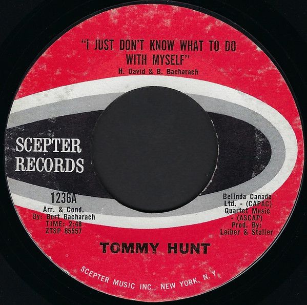 ・アーティスト Tommy Hunt ・タイトル I Just Don't Know What To Do With Myself / And I Never Knew ・レーベル Scepter Records 1236 ・フォーマット 7インチレコード ・コンディション(盤) 非常に良い(EX) ・コンディション(ジャケット) プレインカバー（元ジャケット／カバー無し） ・コンディション(帯) オビなし ・特記事項 【レーベルに書き込み】【company sleeve】 サンプル画像です。実際の商品の画像ではありません 商品写真はバーコード/カタログ番号に対応したサンプル画像ですので、お送りする商品の画像ではありません。帯やライナーなどの付属品は、特記事項に記載されている場合のみ含まれます。プロモやカラーレコードなどの仕様についても、該当する場合のみ特記事項に記載しています。 【ご購入前に必ずご確認ください】 ・本店サイト(www.recordcity.jp)とは価格、送料が違います ・本店サイト、その他支店のオーダーとは同梱発送できません ・別倉庫から発送しているため、店頭受け渡しは対応しておりません ・一部商品は他の通販サイトでも販売しているため、ご注文のタイミングによっては商品のご用意ができない場合がございます。 ・土日祝日はお休みです 金曜・祝前日9時以降のご連絡またはご入金は、返答または発送が週明け・祝日明けに順次対応となります。 ・ご購入後のキャンセル不可 ご購入後のキャンセルはいかなる理由においてもお受けできません。ご了承の上、ご購入くださいませ。 ・日本郵便(ゆうパック/ゆうメール)によるお届けになります。 ・中古品であることをご理解ください 当ストアではお客様よりお譲りいただいた中古商品を主に販売しております。中古品であることをご理解の上ご購入ください。また、一部商品はRecordCityオンラインストアで試聴可能です。 ・返品について お客様のご都合による返品は一切承っておりません。 表記の内容と実際の商品に相違がある場合、また針飛び等で返品・返金をご希望される場合は、商品の到着後1週間以内にご連絡ください。商品の返送をこちらで確認後、キャンセル・返金を行います。 コンディションVG以下の商品は返品できません。プレイに影響のない表面のこすれ傷、プレス起因のノイズ盤は返品の対象外です。 【コンディション表記】 ・ほぼ新品(M-)(Like New) 完全な新品。未使用。当店ではほぼ使用しません ・非常に良い(EX)(Excellent) 中古盤として美品な状態。わずかな経年を感じるものの傷みを感じさせない、当店基準で最高の状態 ・良い(VG+)(Very Good Plus) 丁寧に扱われた中古品で、軽い使用感がみられる。 ・可(VG)(Acceptable) 使い込まれた中古品で、「良い」よりもさらに使用感がみられる。 ・悪い(VG-)(Bad) 状態が悪いアイテム。使用の保障はなく、再生不可、針飛び、目立つノイズがあるかもしれない。状態によるクレーム不可。返品不可。 ・非常に悪い(G)(Very Bad) 「悪い」よりさらに状態が悪いアイテム。使用の保障はなく、再生不可、針飛び、目立つノイズがあるかもしれない。状態によるクレーム不可。返品不可。 ・ジャンク(Fair)(Junk/Fair) 割れている、反っている、水ダメージがある、カビ、ジャケットが分離している、ひどい書き込み、ひどい擦れなど最低の状態。使用の保障はなく、再生不可、針飛び、目立つノイズがあるかもしれない。状態によるクレーム不可。返品不可。 ・ジャンク(Poor)(Junk/Poor) 割れている、反っている、水ダメージがある、カビ、ジャケットが分離している、ひどい書き込み、ひどい擦れなど最低の状態。使用の保障はなく、再生不可、針飛び、目立つノイズがあるかもしれない。状態によるクレーム不可。返品不可。