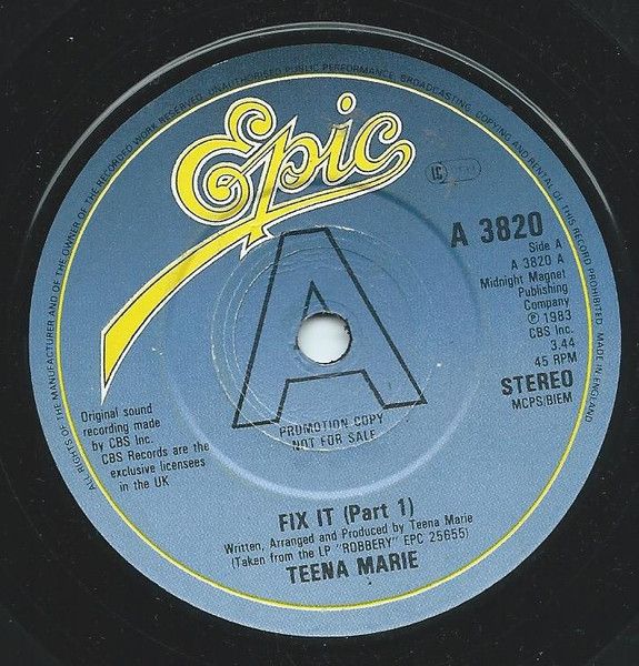 ・アーティスト Teena Marie ・タイトル Fix It ・レーベル・型番 Epic A3820PROMO ・フォーマット 7インチレコード ・コンディション(盤) 良い (VG+) ・コンディション(ジャケット) プレインカバー（元ジャケット／カバー無し） ・コンディション(帯) オビなし ・特記事項 【プロモ盤】 【プロモ印刷レーベル】【カバー折れ/しわ】【カバー変色】【Company Sleeve】 サンプル画像です。実際の商品の画像ではありません 商品写真はバーコード/カタログ番号に対応したサンプル画像ですので、お送りする商品の画像ではありません。帯やライナーなどの付属品は、特記事項に記載されている場合のみ含まれます。プロモやカラーレコードなどの仕様についても、該当する場合のみ特記事項に記載しています。 【ご購入前に必ずご確認ください】 ・本店サイト(www.recordcity.jp)とは価格、送料が違います ・本店サイト、その他支店のオーダーとは同梱発送できません ・注文確定後に別の注文を頂いた場合、注文同士の同梱は致しかねます。 ・別倉庫から発送しているため、店頭受け渡しは対応しておりません ・一部商品は他の通販サイトでも販売しているため、ご注文のタイミングによっては商品のご用意ができない場合がございます。 ・土日祝日はお休みです 金曜・祝前日9時以降のご連絡またはご入金は、返答または発送が週明け・祝日明けに順次対応となります。 ・ご購入後のキャンセル不可 ご購入後のキャンセルはいかなる理由においてもお受けできません。ご了承の上、ご購入くださいませ。 ・日本郵便(ゆうパック/ゆうメール)によるお届けになります。 ・中古品であることをご理解ください 当ストアでは中古商品を主に販売しております。中古品であることをご理解の上ご購入ください。また、一部商品はRecordCityオンラインストアで試聴可能です。 ・返品について お客様のご都合による返品は一切承っておりません。 表記の内容と実際の商品に相違がある場合、また針飛び等で返品・返金をご希望される場合は、商品の到着後1週間以内にご連絡ください。商品の返送をこちらで確認後、キャンセル・返金を行います。 コンディションVG以下の商品は返品できません。プレイに影響のない表面のこすれ傷、プレス起因のノイズ盤は返品の対象外です。 【コンディション表記】 ・ほぼ新品(M-)(Like New) 完全な新品。未使用。当店ではほぼ使用しません ・非常に良い(EX)(Excellent) 中古盤として美品な状態。わずかな経年を感じるものの傷みを感じさせない、当店基準で最高の状態 ・良い(VG+)(Very Good Plus) 丁寧に扱われた中古品で、軽い使用感がみられる。 ・可(VG)(Acceptable) 使い込まれた中古品で、「良い」よりもさらに使用感がみられる。 ・悪い(VG-)(Bad) 状態が悪いアイテム。使用の保障はなく、再生不可、針飛び、目立つノイズがあるかもしれない。状態によるクレーム不可。返品不可。 ・非常に悪い(G)(Very Bad) 「悪い」よりさらに状態が悪いアイテム。使用の保障はなく、再生不可、針飛び、目立つノイズがあるかもしれない。状態によるクレーム不可。返品不可。 ・ジャンク(Fair)(Junk/Fair) 割れている、反っている、水ダメージがある、カビ、ジャケットが分離している、ひどい書き込み、ひどい擦れなど最低の状態。使用の保障はなく、再生不可、針飛び、目立つノイズがあるかもしれない。状態によるクレーム不可。返品不可。 ・ジャンク(Poor)(Junk/Poor) 割れている、反っている、水ダメージがある、カビ、ジャケットが分離している、ひどい書き込み、ひどい擦れなど最低の状態。使用の保障はなく、再生不可、針飛び、目立つノイズがあるかもしれない。状態によるクレーム不可。返品不可。