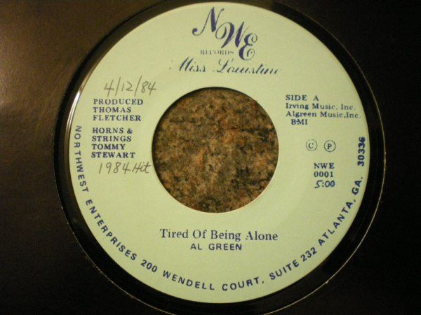 ・アーティスト Louistine ・タイトル Tired Of Being Alone ・レーベル・型番 NWE Records NWE0001 ・フォーマット 7インチレコード ・コンディション(盤) 良い (VG+) ・コンディション(ジャケット) プレインカバー（元ジャケット／カバー無し） ・コンディション(帯) オビなし ・特記事項 サンプル画像です。実際の商品の画像ではありません 商品写真はバーコード/カタログ番号に対応したサンプル画像ですので、お送りする商品の画像ではありません。帯やライナーなどの付属品は、特記事項に記載されている場合のみ含まれます。プロモやカラーレコードなどの仕様についても、該当する場合のみ特記事項に記載しています。 【ご購入前に必ずご確認ください】 ・本店サイト(www.recordcity.jp)とは価格、送料が違います ・本店サイト、その他支店のオーダーとは同梱発送できません ・注文確定後に別の注文を頂いた場合、注文同士の同梱は致しかねます。 ・別倉庫から発送しているため、店頭受け渡しは対応しておりません ・一部商品は他の通販サイトでも販売しているため、ご注文のタイミングによっては商品のご用意ができない場合がございます。 ・土日祝日はお休みです 金曜・祝前日9時以降のご連絡またはご入金は、返答または発送が週明け・祝日明けに順次対応となります。 ・ご購入後のキャンセル不可 ご購入後のキャンセルはいかなる理由においてもお受けできません。ご了承の上、ご購入くださいませ。 ・日本郵便(ゆうパック/ゆうメール)によるお届けになります。 ・中古品であることをご理解ください 当ストアでは中古商品を主に販売しております。中古品であることをご理解の上ご購入ください。また、一部商品はRecordCityオンラインストアで試聴可能です。 ・返品について お客様のご都合による返品は一切承っておりません。 表記の内容と実際の商品に相違がある場合、また針飛び等で返品・返金をご希望される場合は、商品の到着後1週間以内にご連絡ください。商品の返送をこちらで確認後、キャンセル・返金を行います。 コンディションVG以下の商品は返品できません。プレイに影響のない表面のこすれ傷、プレス起因のノイズ盤は返品の対象外です。 【コンディション表記】 ・ほぼ新品(M-)(Like New) 完全な新品。未使用。当店ではほぼ使用しません ・非常に良い(EX)(Excellent) 中古盤として美品な状態。わずかな経年を感じるものの傷みを感じさせない、当店基準で最高の状態 ・良い(VG+)(Very Good Plus) 丁寧に扱われた中古品で、軽い使用感がみられる。 ・可(VG)(Acceptable) 使い込まれた中古品で、「良い」よりもさらに使用感がみられる。 ・悪い(VG-)(Bad) 状態が悪いアイテム。使用の保障はなく、再生不可、針飛び、目立つノイズがあるかもしれない。状態によるクレーム不可。返品不可。 ・非常に悪い(G)(Very Bad) 「悪い」よりさらに状態が悪いアイテム。使用の保障はなく、再生不可、針飛び、目立つノイズがあるかもしれない。状態によるクレーム不可。返品不可。 ・ジャンク(Fair)(Junk/Fair) 割れている、反っている、水ダメージがある、カビ、ジャケットが分離している、ひどい書き込み、ひどい擦れなど最低の状態。使用の保障はなく、再生不可、針飛び、目立つノイズがあるかもしれない。状態によるクレーム不可。返品不可。 ・ジャンク(Poor)(Junk/Poor) 割れている、反っている、水ダメージがある、カビ、ジャケットが分離している、ひどい書き込み、ひどい擦れなど最低の状態。使用の保障はなく、再生不可、針飛び、目立つノイズがあるかもしれない。状態によるクレーム不可。返品不可。