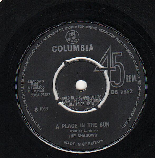 ・アーティスト Shadows ・タイトル A Place In The Sun ・レーベル・型番 Columbia DB7952 ・フォーマット 7インチレコード ・コンディション(盤) 良い (VG+) ・コンディション(ジャケット) プレインカバー（元ジャケット／カバー無し） ・コンディション(帯) オビなし ・特記事項 【company sleeve】 サンプル画像です。実際の商品の画像ではありません 商品写真はバーコード/カタログ番号に対応したサンプル画像ですので、お送りする商品の画像ではありません。帯やライナーなどの付属品は、特記事項に記載されている場合のみ含まれます。プロモやカラーレコードなどの仕様についても、該当する場合のみ特記事項に記載しています。 【ご購入前に必ずご確認ください】 ・本店サイト(www.recordcity.jp)とは価格、送料が違います ・本店サイト、その他支店のオーダーとは同梱発送できません ・注文確定後に別の注文を頂いた場合、注文同士の同梱は致しかねます。 ・別倉庫から発送しているため、店頭受け渡しは対応しておりません ・一部商品は他の通販サイトでも販売しているため、ご注文のタイミングによっては商品のご用意ができない場合がございます。 ・土日祝日はお休みです 金曜・祝前日9時以降のご連絡またはご入金は、返答または発送が週明け・祝日明けに順次対応となります。 ・ご購入後のキャンセル不可 ご購入後のキャンセルはいかなる理由においてもお受けできません。ご了承の上、ご購入くださいませ。 ・日本郵便(ゆうパック/ゆうメール)によるお届けになります。 ・中古品であることをご理解ください 当ストアでは中古商品を主に販売しております。中古品であることをご理解の上ご購入ください。また、一部商品はRecordCityオンラインストアで試聴可能です。 ・返品について お客様のご都合による返品は一切承っておりません。 表記の内容と実際の商品に相違がある場合、また針飛び等で返品・返金をご希望される場合は、商品の到着後1週間以内にご連絡ください。商品の返送をこちらで確認後、キャンセル・返金を行います。 コンディションVG以下の商品は返品できません。プレイに影響のない表面のこすれ傷、プレス起因のノイズ盤は返品の対象外です。 【コンディション表記】 ・ほぼ新品(M-)(Like New) 完全な新品。未使用。当店ではほぼ使用しません ・非常に良い(EX)(Excellent) 中古盤として美品な状態。わずかな経年を感じるものの傷みを感じさせない、当店基準で最高の状態 ・良い(VG+)(Very Good Plus) 丁寧に扱われた中古品で、軽い使用感がみられる。 ・可(VG)(Acceptable) 使い込まれた中古品で、「良い」よりもさらに使用感がみられる。 ・悪い(VG-)(Bad) 状態が悪いアイテム。使用の保障はなく、再生不可、針飛び、目立つノイズがあるかもしれない。状態によるクレーム不可。返品不可。 ・非常に悪い(G)(Very Bad) 「悪い」よりさらに状態が悪いアイテム。使用の保障はなく、再生不可、針飛び、目立つノイズがあるかもしれない。状態によるクレーム不可。返品不可。 ・ジャンク(Fair)(Junk/Fair) 割れている、反っている、水ダメージがある、カビ、ジャケットが分離している、ひどい書き込み、ひどい擦れなど最低の状態。使用の保障はなく、再生不可、針飛び、目立つノイズがあるかもしれない。状態によるクレーム不可。返品不可。 ・ジャンク(Poor)(Junk/Poor) 割れている、反っている、水ダメージがある、カビ、ジャケットが分離している、ひどい書き込み、ひどい擦れなど最低の状態。使用の保障はなく、再生不可、針飛び、目立つノイズがあるかもしれない。状態によるクレーム不可。返品不可。