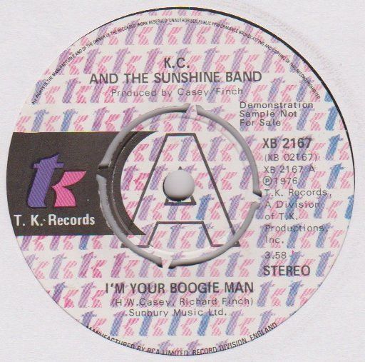 ・アーティスト KC & The Sunshine Band ・タイトル I'm Your Boogie Man ・レーベル・型番 T.K. Records XB2167 ・フォーマット 7インチレコード ・コンディション(盤) 良い (VG+) ・コンディション(ジャケット) プレインカバー（元ジャケット／カバー無し） ・コンディション(帯) オビなし ・特記事項 【盤に浅い跡】【盤に小さいキズ】 サンプル画像です。実際の商品の画像ではありません 商品写真はバーコード/カタログ番号に対応したサンプル画像ですので、お送りする商品の画像ではありません。帯やライナーなどの付属品は、特記事項に記載されている場合のみ含まれます。プロモやカラーレコードなどの仕様についても、該当する場合のみ特記事項に記載しています。 【ご購入前に必ずご確認ください】 ・本店サイト(www.recordcity.jp)とは価格、送料が違います ・本店サイト、その他支店のオーダーとは同梱発送できません ・注文確定後に別の注文を頂いた場合、注文同士の同梱は致しかねます。 ・別倉庫から発送しているため、店頭受け渡しは対応しておりません ・一部商品は他の通販サイトでも販売しているため、ご注文のタイミングによっては商品のご用意ができない場合がございます。 ・土日祝日はお休みです 金曜・祝前日9時以降のご連絡またはご入金は、返答または発送が週明け・祝日明けに順次対応となります。 ・ご購入後のキャンセル不可 ご購入後のキャンセルはいかなる理由においてもお受けできません。ご了承の上、ご購入くださいませ。 ・日本郵便(ゆうパック/ゆうメール)によるお届けになります。 ・中古品であることをご理解ください 当ストアでは中古商品を主に販売しております。中古品であることをご理解の上ご購入ください。また、一部商品はRecordCityオンラインストアで試聴可能です。 ・返品について お客様のご都合による返品は一切承っておりません。 表記の内容と実際の商品に相違がある場合、また針飛び等で返品・返金をご希望される場合は、商品の到着後1週間以内にご連絡ください。商品の返送をこちらで確認後、キャンセル・返金を行います。 コンディションVG以下の商品は返品できません。プレイに影響のない表面のこすれ傷、プレス起因のノイズ盤は返品の対象外です。 【コンディション表記】 ・ほぼ新品(M-)(Like New) 完全な新品。未使用。当店ではほぼ使用しません ・非常に良い(EX)(Excellent) 中古盤として美品な状態。わずかな経年を感じるものの傷みを感じさせない、当店基準で最高の状態 ・良い(VG+)(Very Good Plus) 丁寧に扱われた中古品で、軽い使用感がみられる。 ・可(VG)(Acceptable) 使い込まれた中古品で、「良い」よりもさらに使用感がみられる。 ・悪い(VG-)(Bad) 状態が悪いアイテム。使用の保障はなく、再生不可、針飛び、目立つノイズがあるかもしれない。状態によるクレーム不可。返品不可。 ・非常に悪い(G)(Very Bad) 「悪い」よりさらに状態が悪いアイテム。使用の保障はなく、再生不可、針飛び、目立つノイズがあるかもしれない。状態によるクレーム不可。返品不可。 ・ジャンク(Fair)(Junk/Fair) 割れている、反っている、水ダメージがある、カビ、ジャケットが分離している、ひどい書き込み、ひどい擦れなど最低の状態。使用の保障はなく、再生不可、針飛び、目立つノイズがあるかもしれない。状態によるクレーム不可。返品不可。 ・ジャンク(Poor)(Junk/Poor) 割れている、反っている、水ダメージがある、カビ、ジャケットが分離している、ひどい書き込み、ひどい擦れなど最低の状態。使用の保障はなく、再生不可、針飛び、目立つノイズがあるかもしれない。状態によるクレーム不可。返品不可。