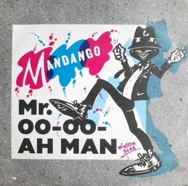 ・アーティスト Mandango ・タイトル Mr. Oo-Oo-Ah (Winston Scar) ・レーベル・型番 Secret Records (8) SHH111 ・フォーマット 7インチレコード ・コンディション(盤) 非常に良い(EX) ・コンディション(ジャケット) プレインカバー（元ジャケット／カバー無し） ・コンディション(帯) オビなし ・特記事項 サンプル画像です。実際の商品の画像ではありません 商品写真はバーコード/カタログ番号に対応したサンプル画像ですので、お送りする商品の画像ではありません。帯やライナーなどの付属品は、特記事項に記載されている場合のみ含まれます。プロモやカラーレコードなどの仕様についても、該当する場合のみ特記事項に記載しています。 【ご購入前に必ずご確認ください】 ・本店サイト(www.recordcity.jp)とは価格、送料が違います ・本店サイト、その他支店のオーダーとは同梱発送できません ・注文確定後に別の注文を頂いた場合、注文同士の同梱は致しかねます。 ・別倉庫から発送しているため、店頭受け渡しは対応しておりません ・一部商品は他の通販サイトでも販売しているため、ご注文のタイミングによっては商品のご用意ができない場合がございます。 ・土日祝日はお休みです 金曜・祝前日9時以降のご連絡またはご入金は、返答または発送が週明け・祝日明けに順次対応となります。 ・ご購入後のキャンセル不可 ご購入後のキャンセルはいかなる理由においてもお受けできません。ご了承の上、ご購入くださいませ。 ・日本郵便(ゆうパック/ゆうメール)によるお届けになります。 ・中古品であることをご理解ください 当ストアでは中古商品を主に販売しております。中古品であることをご理解の上ご購入ください。また、一部商品はRecordCityオンラインストアで試聴可能です。 ・返品について お客様のご都合による返品は一切承っておりません。 表記の内容と実際の商品に相違がある場合、また針飛び等で返品・返金をご希望される場合は、商品の到着後1週間以内にご連絡ください。商品の返送をこちらで確認後、キャンセル・返金を行います。 コンディションVG以下の商品は返品できません。プレイに影響のない表面のこすれ傷、プレス起因のノイズ盤は返品の対象外です。 【コンディション表記】 ・ほぼ新品(M-)(Like New) 完全な新品。未使用。当店ではほぼ使用しません ・非常に良い(EX)(Excellent) 中古盤として美品な状態。わずかな経年を感じるものの傷みを感じさせない、当店基準で最高の状態 ・良い(VG+)(Very Good Plus) 丁寧に扱われた中古品で、軽い使用感がみられる。 ・可(VG)(Acceptable) 使い込まれた中古品で、「良い」よりもさらに使用感がみられる。 ・悪い(VG-)(Bad) 状態が悪いアイテム。使用の保障はなく、再生不可、針飛び、目立つノイズがあるかもしれない。状態によるクレーム不可。返品不可。 ・非常に悪い(G)(Very Bad) 「悪い」よりさらに状態が悪いアイテム。使用の保障はなく、再生不可、針飛び、目立つノイズがあるかもしれない。状態によるクレーム不可。返品不可。 ・ジャンク(Fair)(Junk/Fair) 割れている、反っている、水ダメージがある、カビ、ジャケットが分離している、ひどい書き込み、ひどい擦れなど最低の状態。使用の保障はなく、再生不可、針飛び、目立つノイズがあるかもしれない。状態によるクレーム不可。返品不可。 ・ジャンク(Poor)(Junk/Poor) 割れている、反っている、水ダメージがある、カビ、ジャケットが分離している、ひどい書き込み、ひどい擦れなど最低の状態。使用の保障はなく、再生不可、針飛び、目立つノイズがあるかもしれない。状態によるクレーム不可。返品不可。
