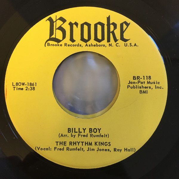 ・アーティスト The Rhythm Kings ・タイトル Billy Boy ・レーベル・型番 Brooke BR118 ・フォーマット 7インチレコード ・コンディション(盤) 良い (VG+) ・コンディション(ジャケット) プレインカバー（元ジャケット／カバー無し） ・コンディション(帯) オビなし ・特記事項 サンプル画像です。実際の商品の画像ではありません 商品写真はバーコード/カタログ番号に対応したサンプル画像ですので、お送りする商品の画像ではありません。帯やライナーなどの付属品は、特記事項に記載されている場合のみ含まれます。プロモやカラーレコードなどの仕様についても、該当する場合のみ特記事項に記載しています。 【ご購入前に必ずご確認ください】 ・本店サイト(www.recordcity.jp)とは価格、送料が違います ・本店サイト、その他支店のオーダーとは同梱発送できません ・注文確定後に別の注文を頂いた場合、注文同士の同梱は致しかねます。 ・別倉庫から発送しているため、店頭受け渡しは対応しておりません ・一部商品は他の通販サイトでも販売しているため、ご注文のタイミングによっては商品のご用意ができない場合がございます。 ・土日祝日はお休みです 金曜・祝前日9時以降のご連絡またはご入金は、返答または発送が週明け・祝日明けに順次対応となります。 ・ご購入後のキャンセル不可 ご購入後のキャンセルはいかなる理由においてもお受けできません。ご了承の上、ご購入くださいませ。 ・日本郵便(ゆうパック/ゆうメール)によるお届けになります。 ・中古品であることをご理解ください 当ストアでは中古商品を主に販売しております。中古品であることをご理解の上ご購入ください。また、一部商品はRecordCityオンラインストアで試聴可能です。 ・返品について お客様のご都合による返品は一切承っておりません。 表記の内容と実際の商品に相違がある場合、また針飛び等で返品・返金をご希望される場合は、商品の到着後1週間以内にご連絡ください。商品の返送をこちらで確認後、キャンセル・返金を行います。 コンディションVG以下の商品は返品できません。プレイに影響のない表面のこすれ傷、プレス起因のノイズ盤は返品の対象外です。 【コンディション表記】 ・ほぼ新品(M-)(Like New) 完全な新品。未使用。当店ではほぼ使用しません ・非常に良い(EX)(Excellent) 中古盤として美品な状態。わずかな経年を感じるものの傷みを感じさせない、当店基準で最高の状態 ・良い(VG+)(Very Good Plus) 丁寧に扱われた中古品で、軽い使用感がみられる。 ・可(VG)(Acceptable) 使い込まれた中古品で、「良い」よりもさらに使用感がみられる。 ・悪い(VG-)(Bad) 状態が悪いアイテム。使用の保障はなく、再生不可、針飛び、目立つノイズがあるかもしれない。状態によるクレーム不可。返品不可。 ・非常に悪い(G)(Very Bad) 「悪い」よりさらに状態が悪いアイテム。使用の保障はなく、再生不可、針飛び、目立つノイズがあるかもしれない。状態によるクレーム不可。返品不可。 ・ジャンク(Fair)(Junk/Fair) 割れている、反っている、水ダメージがある、カビ、ジャケットが分離している、ひどい書き込み、ひどい擦れなど最低の状態。使用の保障はなく、再生不可、針飛び、目立つノイズがあるかもしれない。状態によるクレーム不可。返品不可。 ・ジャンク(Poor)(Junk/Poor) 割れている、反っている、水ダメージがある、カビ、ジャケットが分離している、ひどい書き込み、ひどい擦れなど最低の状態。使用の保障はなく、再生不可、針飛び、目立つノイズがあるかもしれない。状態によるクレーム不可。返品不可。