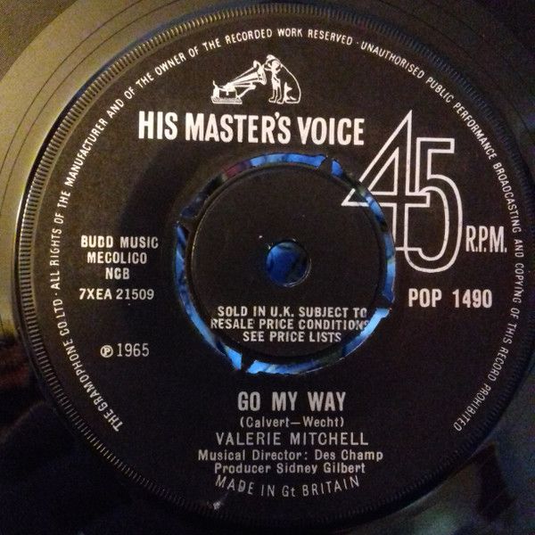 ・アーティスト Valerie Mitchell ・タイトル Go My Way ・レーベル・型番 His Master's Voice POP1490 ・フォーマット 7インチレコード ・コンディション(盤) 良い (VG+) ・コンディション(ジャケット) プレインカバー（元ジャケット／カバー無し） ・コンディション(帯) オビなし ・特記事項 【盤に小さいキズ】 サンプル画像です。実際の商品の画像ではありません 商品写真はバーコード/カタログ番号に対応したサンプル画像ですので、お送りする商品の画像ではありません。帯やライナーなどの付属品は、特記事項に記載されている場合のみ含まれます。プロモやカラーレコードなどの仕様についても、該当する場合のみ特記事項に記載しています。 【ご購入前に必ずご確認ください】 ・本店サイト(www.recordcity.jp)とは価格、送料が違います ・本店サイト、その他支店のオーダーとは同梱発送できません ・注文確定後に別の注文を頂いた場合、注文同士の同梱は致しかねます。 ・別倉庫から発送しているため、店頭受け渡しは対応しておりません ・一部商品は他の通販サイトでも販売しているため、ご注文のタイミングによっては商品のご用意ができない場合がございます。 ・土日祝日はお休みです 金曜・祝前日9時以降のご連絡またはご入金は、返答または発送が週明け・祝日明けに順次対応となります。 ・ご購入後のキャンセル不可 ご購入後のキャンセルはいかなる理由においてもお受けできません。ご了承の上、ご購入くださいませ。 ・日本郵便(ゆうパック/ゆうメール)によるお届けになります。 ・中古品であることをご理解ください 当ストアでは中古商品を主に販売しております。中古品であることをご理解の上ご購入ください。また、一部商品はRecordCityオンラインストアで試聴可能です。 ・返品について お客様のご都合による返品は一切承っておりません。 表記の内容と実際の商品に相違がある場合、また針飛び等で返品・返金をご希望される場合は、商品の到着後1週間以内にご連絡ください。商品の返送をこちらで確認後、キャンセル・返金を行います。 コンディションVG以下の商品は返品できません。プレイに影響のない表面のこすれ傷、プレス起因のノイズ盤は返品の対象外です。 【コンディション表記】 ・ほぼ新品(M-)(Like New) 完全な新品。未使用。当店ではほぼ使用しません ・非常に良い(EX)(Excellent) 中古盤として美品な状態。わずかな経年を感じるものの傷みを感じさせない、当店基準で最高の状態 ・良い(VG+)(Very Good Plus) 丁寧に扱われた中古品で、軽い使用感がみられる。 ・可(VG)(Acceptable) 使い込まれた中古品で、「良い」よりもさらに使用感がみられる。 ・悪い(VG-)(Bad) 状態が悪いアイテム。使用の保障はなく、再生不可、針飛び、目立つノイズがあるかもしれない。状態によるクレーム不可。返品不可。 ・非常に悪い(G)(Very Bad) 「悪い」よりさらに状態が悪いアイテム。使用の保障はなく、再生不可、針飛び、目立つノイズがあるかもしれない。状態によるクレーム不可。返品不可。 ・ジャンク(Fair)(Junk/Fair) 割れている、反っている、水ダメージがある、カビ、ジャケットが分離している、ひどい書き込み、ひどい擦れなど最低の状態。使用の保障はなく、再生不可、針飛び、目立つノイズがあるかもしれない。状態によるクレーム不可。返品不可。 ・ジャンク(Poor)(Junk/Poor) 割れている、反っている、水ダメージがある、カビ、ジャケットが分離している、ひどい書き込み、ひどい擦れなど最低の状態。使用の保障はなく、再生不可、針飛び、目立つノイズがあるかもしれない。状態によるクレーム不可。返品不可。