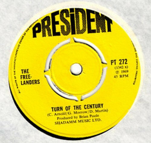 ・アーティスト Free-Landers ・タイトル Turn Of The Century ・レーベル・型番 President Records PT272 ・フォーマット 7インチレコード ・コンディション(盤) ほぼ新品 (M-) ・コンディション(ジャケット) プレインカバー（元ジャケット／カバー無し） ・コンディション(帯) オビなし ・特記事項 サンプル画像です。実際の商品の画像ではありません 商品写真はバーコード/カタログ番号に対応したサンプル画像ですので、お送りする商品の画像ではありません。帯やライナーなどの付属品は、特記事項に記載されている場合のみ含まれます。プロモやカラーレコードなどの仕様についても、該当する場合のみ特記事項に記載しています。 【ご購入前に必ずご確認ください】 ・本店サイト(www.recordcity.jp)とは価格、送料が違います ・本店サイト、その他支店のオーダーとは同梱発送できません ・注文確定後に別の注文を頂いた場合、注文同士の同梱は致しかねます。 ・別倉庫から発送しているため、店頭受け渡しは対応しておりません ・一部商品は他の通販サイトでも販売しているため、ご注文のタイミングによっては商品のご用意ができない場合がございます。 ・土日祝日はお休みです 金曜・祝前日9時以降のご連絡またはご入金は、返答または発送が週明け・祝日明けに順次対応となります。 ・ご購入後のキャンセル不可 ご購入後のキャンセルはいかなる理由においてもお受けできません。ご了承の上、ご購入くださいませ。 ・日本郵便(ゆうパック/ゆうメール)によるお届けになります。 ・中古品であることをご理解ください 当ストアでは中古商品を主に販売しております。中古品であることをご理解の上ご購入ください。また、一部商品はRecordCityオンラインストアで試聴可能です。 ・返品について お客様のご都合による返品は一切承っておりません。 表記の内容と実際の商品に相違がある場合、また針飛び等で返品・返金をご希望される場合は、商品の到着後1週間以内にご連絡ください。商品の返送をこちらで確認後、キャンセル・返金を行います。 コンディションVG以下の商品は返品できません。プレイに影響のない表面のこすれ傷、プレス起因のノイズ盤は返品の対象外です。 【コンディション表記】 ・ほぼ新品(M-)(Like New) 完全な新品。未使用。当店ではほぼ使用しません ・非常に良い(EX)(Excellent) 中古盤として美品な状態。わずかな経年を感じるものの傷みを感じさせない、当店基準で最高の状態 ・良い(VG+)(Very Good Plus) 丁寧に扱われた中古品で、軽い使用感がみられる。 ・可(VG)(Acceptable) 使い込まれた中古品で、「良い」よりもさらに使用感がみられる。 ・悪い(VG-)(Bad) 状態が悪いアイテム。使用の保障はなく、再生不可、針飛び、目立つノイズがあるかもしれない。状態によるクレーム不可。返品不可。 ・非常に悪い(G)(Very Bad) 「悪い」よりさらに状態が悪いアイテム。使用の保障はなく、再生不可、針飛び、目立つノイズがあるかもしれない。状態によるクレーム不可。返品不可。 ・ジャンク(Fair)(Junk/Fair) 割れている、反っている、水ダメージがある、カビ、ジャケットが分離している、ひどい書き込み、ひどい擦れなど最低の状態。使用の保障はなく、再生不可、針飛び、目立つノイズがあるかもしれない。状態によるクレーム不可。返品不可。 ・ジャンク(Poor)(Junk/Poor) 割れている、反っている、水ダメージがある、カビ、ジャケットが分離している、ひどい書き込み、ひどい擦れなど最低の状態。使用の保障はなく、再生不可、針飛び、目立つノイズがあるかもしれない。状態によるクレーム不可。返品不可。