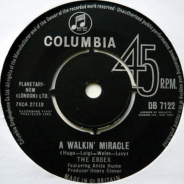 ・アーティスト Essex ・タイトル A Walkin' Miracle ・レーベル・型番 Columbia DB7122 ・フォーマット 7インチレコード ・コンディション(盤) 可 (VG) ・コンディション(ジャケット) プレインカバー（元ジャケット／カバー無し） ・コンディション(帯) オビなし ・特記事項 【盤に目立った跡】 サンプル画像です。実際の商品の画像ではありません 商品写真はバーコード/カタログ番号に対応したサンプル画像ですので、お送りする商品の画像ではありません。帯やライナーなどの付属品は、特記事項に記載されている場合のみ含まれます。プロモやカラーレコードなどの仕様についても、該当する場合のみ特記事項に記載しています。 【ご購入前に必ずご確認ください】 ・本店サイト(www.recordcity.jp)とは価格、送料が違います ・本店サイト、その他支店のオーダーとは同梱発送できません ・注文確定後に別の注文を頂いた場合、注文同士の同梱は致しかねます。 ・別倉庫から発送しているため、店頭受け渡しは対応しておりません ・一部商品は他の通販サイトでも販売しているため、ご注文のタイミングによっては商品のご用意ができない場合がございます。 ・土日祝日はお休みです 金曜・祝前日9時以降のご連絡またはご入金は、返答または発送が週明け・祝日明けに順次対応となります。 ・ご購入後のキャンセル不可 ご購入後のキャンセルはいかなる理由においてもお受けできません。ご了承の上、ご購入くださいませ。 ・日本郵便(ゆうパック/ゆうメール)によるお届けになります。 ・中古品であることをご理解ください 当ストアでは中古商品を主に販売しております。中古品であることをご理解の上ご購入ください。また、一部商品はRecordCityオンラインストアで試聴可能です。 ・返品について お客様のご都合による返品は一切承っておりません。 表記の内容と実際の商品に相違がある場合、また針飛び等で返品・返金をご希望される場合は、商品の到着後1週間以内にご連絡ください。商品の返送をこちらで確認後、キャンセル・返金を行います。 コンディションVG以下の商品は返品できません。プレイに影響のない表面のこすれ傷、プレス起因のノイズ盤は返品の対象外です。 【コンディション表記】 ・ほぼ新品(M-)(Like New) 完全な新品。未使用。当店ではほぼ使用しません ・非常に良い(EX)(Excellent) 中古盤として美品な状態。わずかな経年を感じるものの傷みを感じさせない、当店基準で最高の状態 ・良い(VG+)(Very Good Plus) 丁寧に扱われた中古品で、軽い使用感がみられる。 ・可(VG)(Acceptable) 使い込まれた中古品で、「良い」よりもさらに使用感がみられる。 ・悪い(VG-)(Bad) 状態が悪いアイテム。使用の保障はなく、再生不可、針飛び、目立つノイズがあるかもしれない。状態によるクレーム不可。返品不可。 ・非常に悪い(G)(Very Bad) 「悪い」よりさらに状態が悪いアイテム。使用の保障はなく、再生不可、針飛び、目立つノイズがあるかもしれない。状態によるクレーム不可。返品不可。 ・ジャンク(Fair)(Junk/Fair) 割れている、反っている、水ダメージがある、カビ、ジャケットが分離している、ひどい書き込み、ひどい擦れなど最低の状態。使用の保障はなく、再生不可、針飛び、目立つノイズがあるかもしれない。状態によるクレーム不可。返品不可。 ・ジャンク(Poor)(Junk/Poor) 割れている、反っている、水ダメージがある、カビ、ジャケットが分離している、ひどい書き込み、ひどい擦れなど最低の状態。使用の保障はなく、再生不可、針飛び、目立つノイズがあるかもしれない。状態によるクレーム不可。返品不可。