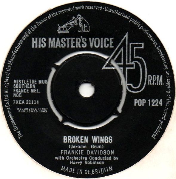 ・アーティスト Frankie Davidson ・タイトル Broken Wings ・レーベル・型番 His Master's Voice POP1224 ・フォーマット 7インチレコード ・コンディション(盤) 良い (VG+) ・コンディション(ジャケット) プレインカバー（元ジャケット／カバー無し） ・コンディション(帯) オビなし ・特記事項 【盤に浅い跡】【盤汚れ】【Pushout Centre】 サンプル画像です。実際の商品の画像ではありません 商品写真はバーコード/カタログ番号に対応したサンプル画像ですので、お送りする商品の画像ではありません。帯やライナーなどの付属品は、特記事項に記載されている場合のみ含まれます。プロモやカラーレコードなどの仕様についても、該当する場合のみ特記事項に記載しています。 【ご購入前に必ずご確認ください】 ・本店サイト(www.recordcity.jp)とは価格、送料が違います ・本店サイト、その他支店のオーダーとは同梱発送できません ・注文確定後に別の注文を頂いた場合、注文同士の同梱は致しかねます。 ・別倉庫から発送しているため、店頭受け渡しは対応しておりません ・一部商品は他の通販サイトでも販売しているため、ご注文のタイミングによっては商品のご用意ができない場合がございます。 ・土日祝日はお休みです 金曜・祝前日9時以降のご連絡またはご入金は、返答または発送が週明け・祝日明けに順次対応となります。 ・ご購入後のキャンセル不可 ご購入後のキャンセルはいかなる理由においてもお受けできません。ご了承の上、ご購入くださいませ。 ・日本郵便(ゆうパック/ゆうメール)によるお届けになります。 ・中古品であることをご理解ください 当ストアでは中古商品を主に販売しております。中古品であることをご理解の上ご購入ください。また、一部商品はRecordCityオンラインストアで試聴可能です。 ・返品について お客様のご都合による返品は一切承っておりません。 表記の内容と実際の商品に相違がある場合、また針飛び等で返品・返金をご希望される場合は、商品の到着後1週間以内にご連絡ください。商品の返送をこちらで確認後、キャンセル・返金を行います。 コンディションVG以下の商品は返品できません。プレイに影響のない表面のこすれ傷、プレス起因のノイズ盤は返品の対象外です。 【コンディション表記】 ・ほぼ新品(M-)(Like New) 完全な新品。未使用。当店ではほぼ使用しません ・非常に良い(EX)(Excellent) 中古盤として美品な状態。わずかな経年を感じるものの傷みを感じさせない、当店基準で最高の状態 ・良い(VG+)(Very Good Plus) 丁寧に扱われた中古品で、軽い使用感がみられる。 ・可(VG)(Acceptable) 使い込まれた中古品で、「良い」よりもさらに使用感がみられる。 ・悪い(VG-)(Bad) 状態が悪いアイテム。使用の保障はなく、再生不可、針飛び、目立つノイズがあるかもしれない。状態によるクレーム不可。返品不可。 ・非常に悪い(G)(Very Bad) 「悪い」よりさらに状態が悪いアイテム。使用の保障はなく、再生不可、針飛び、目立つノイズがあるかもしれない。状態によるクレーム不可。返品不可。 ・ジャンク(Fair)(Junk/Fair) 割れている、反っている、水ダメージがある、カビ、ジャケットが分離している、ひどい書き込み、ひどい擦れなど最低の状態。使用の保障はなく、再生不可、針飛び、目立つノイズがあるかもしれない。状態によるクレーム不可。返品不可。 ・ジャンク(Poor)(Junk/Poor) 割れている、反っている、水ダメージがある、カビ、ジャケットが分離している、ひどい書き込み、ひどい擦れなど最低の状態。使用の保障はなく、再生不可、針飛び、目立つノイズがあるかもしれない。状態によるクレーム不可。返品不可。