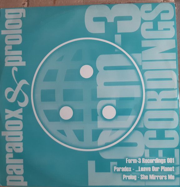 ・アーティスト Paradox & Prolog ・タイトル ...Leave Our Planet / She Mirrors Me ・レーベル Form-3 Recordings FM001 ・フォーマット 12インチレコード ・コンディション(盤) 良い (VG+) ・コンディション(ジャケット) 良い (VG+) ・コンディション(帯) オビなし ・特記事項 【レーベルに染み】 サンプル画像です。実際の商品の画像ではありません 商品写真はバーコード/カタログ番号に対応したサンプル画像ですので、お送りする商品の画像ではありません。帯やライナーなどの付属品は、特記事項に記載されている場合のみ含まれます。プロモやカラーレコードなどの仕様についても、該当する場合のみ特記事項に記載しています。 【ご購入前に必ずご確認ください】 ・本店サイト(www.recordcity.jp)とは価格、送料が違います ・本店サイト、その他支店のオーダーとは同梱発送できません ・別倉庫から発送しているため、店頭受け渡しは対応しておりません ・一部商品は他の通販サイトでも販売しているため、ご注文のタイミングによっては商品のご用意ができない場合がございます。 ・土日祝日はお休みです 金曜・祝前日9時以降のご連絡またはご入金は、返答または発送が週明け・祝日明けに順次対応となります。 ・ご購入後のキャンセル不可 ご購入後のキャンセルはいかなる理由においてもお受けできません。ご了承の上、ご購入くださいませ。 ・日本郵便(ゆうパック/ゆうメール)によるお届けになります。 ・中古品であることをご理解ください 当ストアではお客様よりお譲りいただいた中古商品を主に販売しております。中古品であることをご理解の上ご購入ください。また、一部商品はRecordCityオンラインストアで試聴可能です。 ・返品について お客様のご都合による返品は一切承っておりません。 表記の内容と実際の商品に相違がある場合、また針飛び等で返品・返金をご希望される場合は、商品の到着後1週間以内にご連絡ください。商品の返送をこちらで確認後、キャンセル・返金を行います。 コンディションVG以下の商品は返品できません。プレイに影響のない表面のこすれ傷、プレス起因のノイズ盤は返品の対象外です。 【コンディション表記】 ・ほぼ新品(M-)(Like New) 完全な新品。未使用。当店ではほぼ使用しません ・非常に良い(EX)(Excellent) 中古盤として美品な状態。わずかな経年を感じるものの傷みを感じさせない、当店基準で最高の状態 ・良い(VG+)(Very Good Plus) 丁寧に扱われた中古品で、軽い使用感がみられる。 ・可(VG)(Acceptable) 使い込まれた中古品で、「良い」よりもさらに使用感がみられる。 ・悪い(VG-)(Bad) 状態が悪いアイテム。使用の保障はなく、再生不可、針飛び、目立つノイズがあるかもしれない。状態によるクレーム不可。返品不可。 ・非常に悪い(G)(Very Bad) 「悪い」よりさらに状態が悪いアイテム。使用の保障はなく、再生不可、針飛び、目立つノイズがあるかもしれない。状態によるクレーム不可。返品不可。 ・ジャンク(Fair)(Junk/Fair) 割れている、反っている、水ダメージがある、カビ、ジャケットが分離している、ひどい書き込み、ひどい擦れなど最低の状態。使用の保障はなく、再生不可、針飛び、目立つノイズがあるかもしれない。状態によるクレーム不可。返品不可。 ・ジャンク(Poor)(Junk/Poor) 割れている、反っている、水ダメージがある、カビ、ジャケットが分離している、ひどい書き込み、ひどい擦れなど最低の状態。使用の保障はなく、再生不可、針飛び、目立つノイズがあるかもしれない。状態によるクレーム不可。返品不可。
