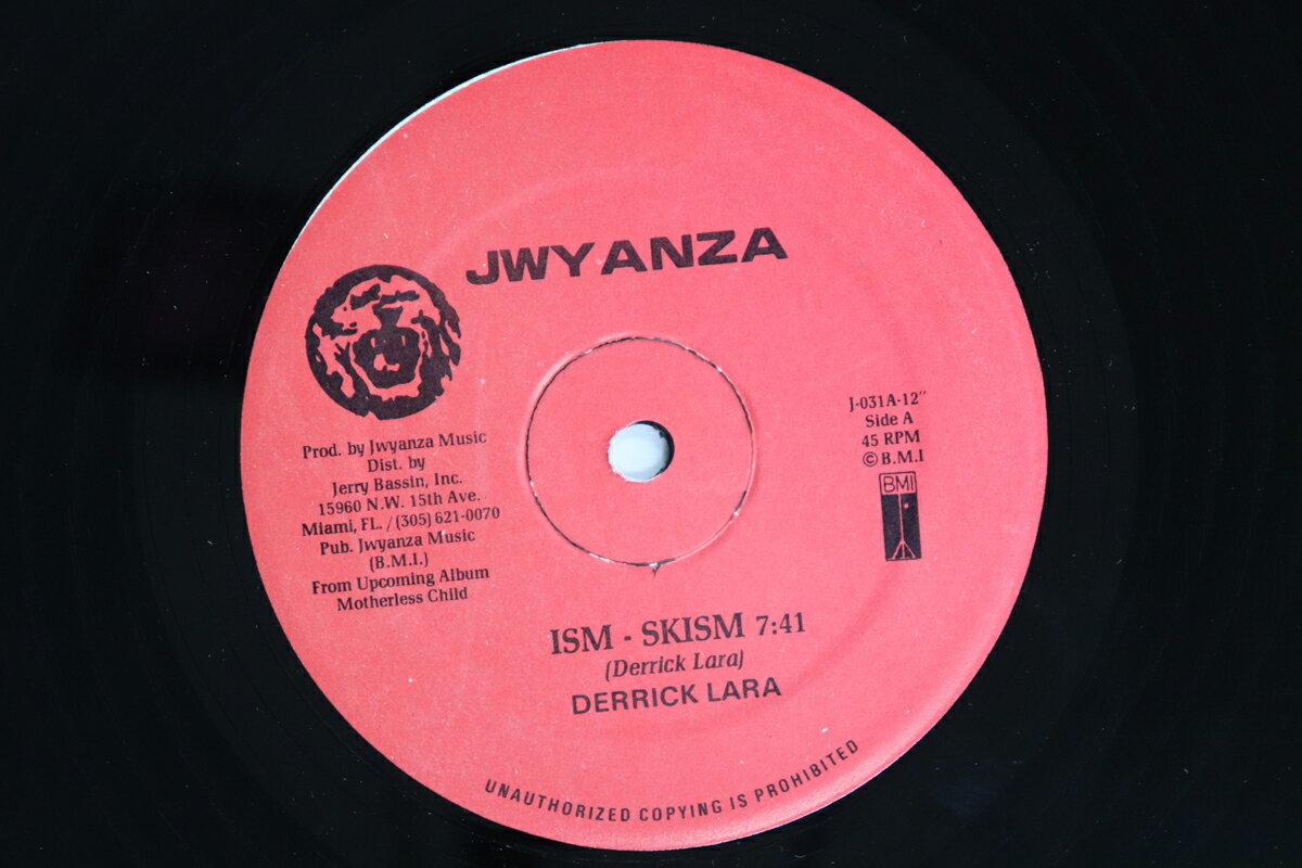 ・アーティスト Derrick Lara ・タイトル Ism-skism / Part Time Love ・レーベル・型番 JWYANZA J031 ・フォーマット 12インチレコード ・コンディション(盤) 可 (VG) ・コンディション(ジャケット) プレインカバー（元ジャケット／カバー無し） ・コンディション(帯) オビなし ・特記事項 【盤にヘアライン】【盤に薄い跡】【vg+/SEW】 実際に発送される商品の画像です 【ご購入前に必ずご確認ください】 ・本店サイト(www.recordcity.jp)とは価格、送料が違います ・本店サイト、その他支店のオーダーとは同梱発送できません ・注文確定後に別の注文を頂いた場合、注文同士の同梱は致しかねます。 ・別倉庫から発送しているため、店頭受け渡しは対応しておりません ・一部商品は他の通販サイトでも販売しているため、ご注文のタイミングによっては商品のご用意ができない場合がございます。 ・土日祝日はお休みです 金曜・祝前日9時以降のご連絡またはご入金は、返答または発送が週明け・祝日明けに順次対応となります。 ・ご購入後のキャンセル不可 ご購入後のキャンセルはいかなる理由においてもお受けできません。ご了承の上、ご購入くださいませ。 ・日本郵便(ゆうパック/ゆうメール)によるお届けになります。 ・中古品であることをご理解ください 当ストアでは中古商品を主に販売しております。中古品であることをご理解の上ご購入ください。また、一部商品はRecordCityオンラインストアで試聴可能です。 ・返品について お客様のご都合による返品は一切承っておりません。 表記の内容と実際の商品に相違がある場合、また針飛び等で返品・返金をご希望される場合は、商品の到着後1週間以内にご連絡ください。商品の返送をこちらで確認後、キャンセル・返金を行います。 コンディションVG以下の商品は返品できません。プレイに影響のない表面のこすれ傷、プレス起因のノイズ盤は返品の対象外です。 【コンディション表記】 ・ほぼ新品(M-)(Like New) 完全な新品。未使用。当店ではほぼ使用しません ・非常に良い(EX)(Excellent) 中古盤として美品な状態。わずかな経年を感じるものの傷みを感じさせない、当店基準で最高の状態 ・良い(VG+)(Very Good Plus) 丁寧に扱われた中古品で、軽い使用感がみられる。 ・可(VG)(Acceptable) 使い込まれた中古品で、「良い」よりもさらに使用感がみられる。 ・悪い(VG-)(Bad) 状態が悪いアイテム。使用の保障はなく、再生不可、針飛び、目立つノイズがあるかもしれない。状態によるクレーム不可。返品不可。 ・非常に悪い(G)(Very Bad) 「悪い」よりさらに状態が悪いアイテム。使用の保障はなく、再生不可、針飛び、目立つノイズがあるかもしれない。状態によるクレーム不可。返品不可。 ・ジャンク(Fair)(Junk/Fair) 割れている、反っている、水ダメージがある、カビ、ジャケットが分離している、ひどい書き込み、ひどい擦れなど最低の状態。使用の保障はなく、再生不可、針飛び、目立つノイズがあるかもしれない。状態によるクレーム不可。返品不可。 ・ジャンク(Poor)(Junk/Poor) 割れている、反っている、水ダメージがある、カビ、ジャケットが分離している、ひどい書き込み、ひどい擦れなど最低の状態。使用の保障はなく、再生不可、針飛び、目立つノイズがあるかもしれない。状態によるクレーム不可。返品不可。