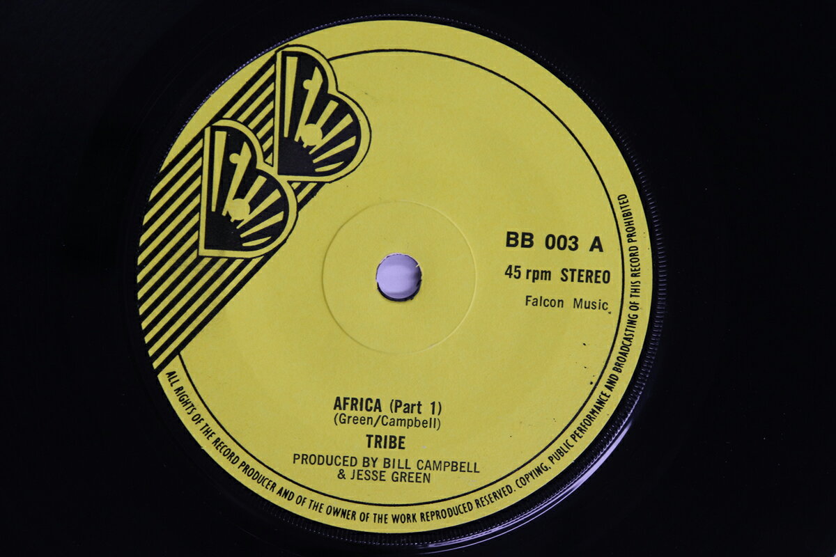 ・アーティスト Tribe ・タイトル Africa (Part 1) / (Part 2) ・レーベル・型番 BB RECORDS BB003 ・フォーマット 7インチレコード ・コンディション(盤) 非常に良い(EX) ・コンディション(ジャケット) ・コンディション(帯) オビなし ・特記事項 【B Few hair line】 実際に発送される商品の画像です 【ご購入前に必ずご確認ください】 ・本店サイト(www.recordcity.jp)とは価格、送料が違います ・本店サイト、その他支店のオーダーとは同梱発送できません ・注文確定後に別の注文を頂いた場合、注文同士の同梱は致しかねます。 ・別倉庫から発送しているため、店頭受け渡しは対応しておりません ・一部商品は他の通販サイトでも販売しているため、ご注文のタイミングによっては商品のご用意ができない場合がございます。 ・土日祝日はお休みです 金曜・祝前日9時以降のご連絡またはご入金は、返答または発送が週明け・祝日明けに順次対応となります。 ・ご購入後のキャンセル不可 ご購入後のキャンセルはいかなる理由においてもお受けできません。ご了承の上、ご購入くださいませ。 ・日本郵便(ゆうパック/ゆうメール)によるお届けになります。 ・中古品であることをご理解ください 当ストアでは中古商品を主に販売しております。中古品であることをご理解の上ご購入ください。また、一部商品はRecordCityオンラインストアで試聴可能です。 ・返品について お客様のご都合による返品は一切承っておりません。 表記の内容と実際の商品に相違がある場合、また針飛び等で返品・返金をご希望される場合は、商品の到着後1週間以内にご連絡ください。商品の返送をこちらで確認後、キャンセル・返金を行います。 コンディションVG以下の商品は返品できません。プレイに影響のない表面のこすれ傷、プレス起因のノイズ盤は返品の対象外です。 【コンディション表記】 ・ほぼ新品(M-)(Like New) 完全な新品。未使用。当店ではほぼ使用しません ・非常に良い(EX)(Excellent) 中古盤として美品な状態。わずかな経年を感じるものの傷みを感じさせない、当店基準で最高の状態 ・良い(VG+)(Very Good Plus) 丁寧に扱われた中古品で、軽い使用感がみられる。 ・可(VG)(Acceptable) 使い込まれた中古品で、「良い」よりもさらに使用感がみられる。 ・悪い(VG-)(Bad) 状態が悪いアイテム。使用の保障はなく、再生不可、針飛び、目立つノイズがあるかもしれない。状態によるクレーム不可。返品不可。 ・非常に悪い(G)(Very Bad) 「悪い」よりさらに状態が悪いアイテム。使用の保障はなく、再生不可、針飛び、目立つノイズがあるかもしれない。状態によるクレーム不可。返品不可。 ・ジャンク(Fair)(Junk/Fair) 割れている、反っている、水ダメージがある、カビ、ジャケットが分離している、ひどい書き込み、ひどい擦れなど最低の状態。使用の保障はなく、再生不可、針飛び、目立つノイズがあるかもしれない。状態によるクレーム不可。返品不可。 ・ジャンク(Poor)(Junk/Poor) 割れている、反っている、水ダメージがある、カビ、ジャケットが分離している、ひどい書き込み、ひどい擦れなど最低の状態。使用の保障はなく、再生不可、針飛び、目立つノイズがあるかもしれない。状態によるクレーム不可。返品不可。