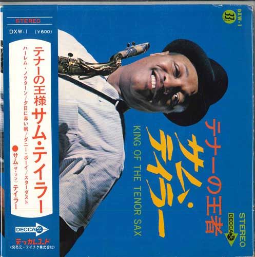 ・アーティスト Sam Taylor ・タイトル テナーの王様 ・レーベル DECCA DXW1 ・フォーマット 7インチレコード ・コンディション(盤) 可 (VG) ・コンディション(ジャケット) 良い (VG+) ・コンディション(帯) 良い (VG+) ・特記事項 【盤に小さいキズ】 サンプル画像です。実際の商品の画像ではありません 商品写真はバーコード/カタログ番号に対応したサンプル画像ですので、お送りする商品の画像ではありません。帯やライナーなどの付属品は、特記事項に記載されている場合のみ含まれます。プロモやカラーレコードなどの仕様についても、該当する場合のみ特記事項に記載しています。 【ご購入前に必ずご確認ください】 ・本店サイト(www.recordcity.jp)とは価格、送料が違います ・本店サイト、その他支店のオーダーとは同梱発送できません ・別倉庫から発送しているため、店頭受け渡しは対応しておりません ・一部商品は他の通販サイトでも販売しているため、ご注文のタイミングによっては商品のご用意ができない場合がございます。 ・土日祝日はお休みです 金曜・祝前日9時以降のご連絡またはご入金は、返答または発送が週明け・祝日明けに順次対応となります。 ・ご購入後のキャンセル不可 ご購入後のキャンセルはいかなる理由においてもお受けできません。ご了承の上、ご購入くださいませ。 ・日本郵便(ゆうパック/ゆうメール)によるお届けになります。 ・中古品であることをご理解ください 当ストアではお客様よりお譲りいただいた中古商品を主に販売しております。中古品であることをご理解の上ご購入ください。また、一部商品はRecordCityオンラインストアで試聴可能です。 ・返品について お客様のご都合による返品は一切承っておりません。 表記の内容と実際の商品に相違がある場合、また針飛び等で返品・返金をご希望される場合は、商品の到着後1週間以内にご連絡ください。商品の返送をこちらで確認後、キャンセル・返金を行います。 コンディションVG以下の商品は返品できません。プレイに影響のない表面のこすれ傷、プレス起因のノイズ盤は返品の対象外です。 【コンディション表記】 ・ほぼ新品(M-)(Like New) 完全な新品。未使用。当店ではほぼ使用しません ・非常に良い(EX)(Excellent) 中古盤として美品な状態。わずかな経年を感じるものの傷みを感じさせない、当店基準で最高の状態 ・良い(VG+)(Very Good Plus) 丁寧に扱われた中古品で、軽い使用感がみられる。 ・可(VG)(Acceptable) 使い込まれた中古品で、「良い」よりもさらに使用感がみられる。 ・悪い(VG-)(Bad) 状態が悪いアイテム。使用の保障はなく、再生不可、針飛び、目立つノイズがあるかもしれない。状態によるクレーム不可。返品不可。 ・非常に悪い(G)(Very Bad) 「悪い」よりさらに状態が悪いアイテム。使用の保障はなく、再生不可、針飛び、目立つノイズがあるかもしれない。状態によるクレーム不可。返品不可。 ・ジャンク(Fair)(Junk/Fair) 割れている、反っている、水ダメージがある、カビ、ジャケットが分離している、ひどい書き込み、ひどい擦れなど最低の状態。使用の保障はなく、再生不可、針飛び、目立つノイズがあるかもしれない。状態によるクレーム不可。返品不可。 ・ジャンク(Poor)(Junk/Poor) 割れている、反っている、水ダメージがある、カビ、ジャケットが分離している、ひどい書き込み、ひどい擦れなど最低の状態。使用の保障はなく、再生不可、針飛び、目立つノイズがあるかもしれない。状態によるクレーム不可。返品不可。