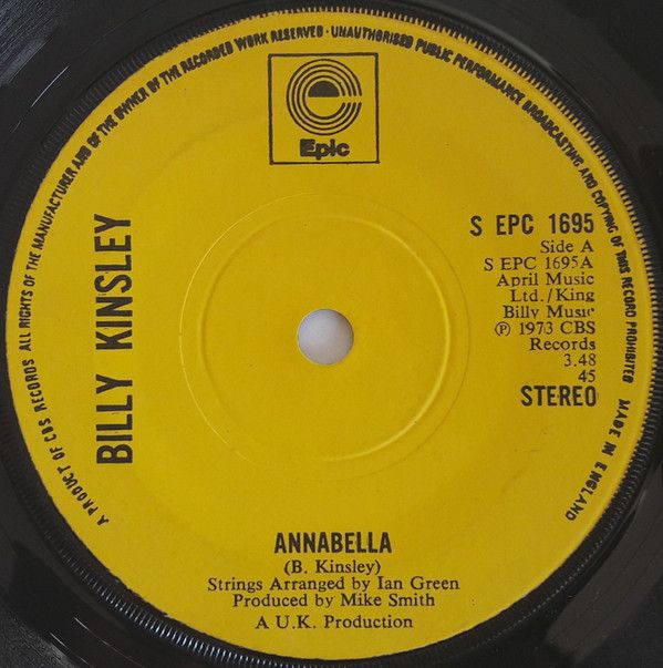 ・アーティスト Billy Kinsley ・タイトル Annabella / Blue Movies ・レーベル・型番 Epic SEPC1695 ・フォーマット 7インチレコード ・コンディション(盤) 可 (VG) ・コンディション(ジャケット) プレインカバー（元ジャケット／カバー無し） ・コンディション(帯) オビなし ・特記事項 【盤に薄い跡】 サンプル画像です。実際の商品の画像ではありません 商品写真はバーコード/カタログ番号に対応したサンプル画像ですので、お送りする商品の画像ではありません。帯やライナーなどの付属品は、特記事項に記載されている場合のみ含まれます。プロモやカラーレコードなどの仕様についても、該当する場合のみ特記事項に記載しています。 【ご購入前に必ずご確認ください】 ・本店サイト(www.recordcity.jp)とは価格、送料が違います ・本店サイト、その他支店のオーダーとは同梱発送できません ・注文確定後に別の注文を頂いた場合、注文同士の同梱は致しかねます。 ・別倉庫から発送しているため、店頭受け渡しは対応しておりません ・一部商品は他の通販サイトでも販売しているため、ご注文のタイミングによっては商品のご用意ができない場合がございます。 ・土日祝日はお休みです 金曜・祝前日9時以降のご連絡またはご入金は、返答または発送が週明け・祝日明けに順次対応となります。 ・ご購入後のキャンセル不可 ご購入後のキャンセルはいかなる理由においてもお受けできません。ご了承の上、ご購入くださいませ。 ・日本郵便(ゆうパック/ゆうメール)によるお届けになります。 ・中古品であることをご理解ください 当ストアでは中古商品を主に販売しております。中古品であることをご理解の上ご購入ください。また、一部商品はRecordCityオンラインストアで試聴可能です。 ・返品について お客様のご都合による返品は一切承っておりません。 表記の内容と実際の商品に相違がある場合、また針飛び等で返品・返金をご希望される場合は、商品の到着後1週間以内にご連絡ください。商品の返送をこちらで確認後、キャンセル・返金を行います。 コンディションVG以下の商品は返品できません。プレイに影響のない表面のこすれ傷、プレス起因のノイズ盤は返品の対象外です。 【コンディション表記】 ・ほぼ新品(M-)(Like New) 完全な新品。未使用。当店ではほぼ使用しません ・非常に良い(EX)(Excellent) 中古盤として美品な状態。わずかな経年を感じるものの傷みを感じさせない、当店基準で最高の状態 ・良い(VG+)(Very Good Plus) 丁寧に扱われた中古品で、軽い使用感がみられる。 ・可(VG)(Acceptable) 使い込まれた中古品で、「良い」よりもさらに使用感がみられる。 ・悪い(VG-)(Bad) 状態が悪いアイテム。使用の保障はなく、再生不可、針飛び、目立つノイズがあるかもしれない。状態によるクレーム不可。返品不可。 ・非常に悪い(G)(Very Bad) 「悪い」よりさらに状態が悪いアイテム。使用の保障はなく、再生不可、針飛び、目立つノイズがあるかもしれない。状態によるクレーム不可。返品不可。 ・ジャンク(Fair)(Junk/Fair) 割れている、反っている、水ダメージがある、カビ、ジャケットが分離している、ひどい書き込み、ひどい擦れなど最低の状態。使用の保障はなく、再生不可、針飛び、目立つノイズがあるかもしれない。状態によるクレーム不可。返品不可。 ・ジャンク(Poor)(Junk/Poor) 割れている、反っている、水ダメージがある、カビ、ジャケットが分離している、ひどい書き込み、ひどい擦れなど最低の状態。使用の保障はなく、再生不可、針飛び、目立つノイズがあるかもしれない。状態によるクレーム不可。返品不可。